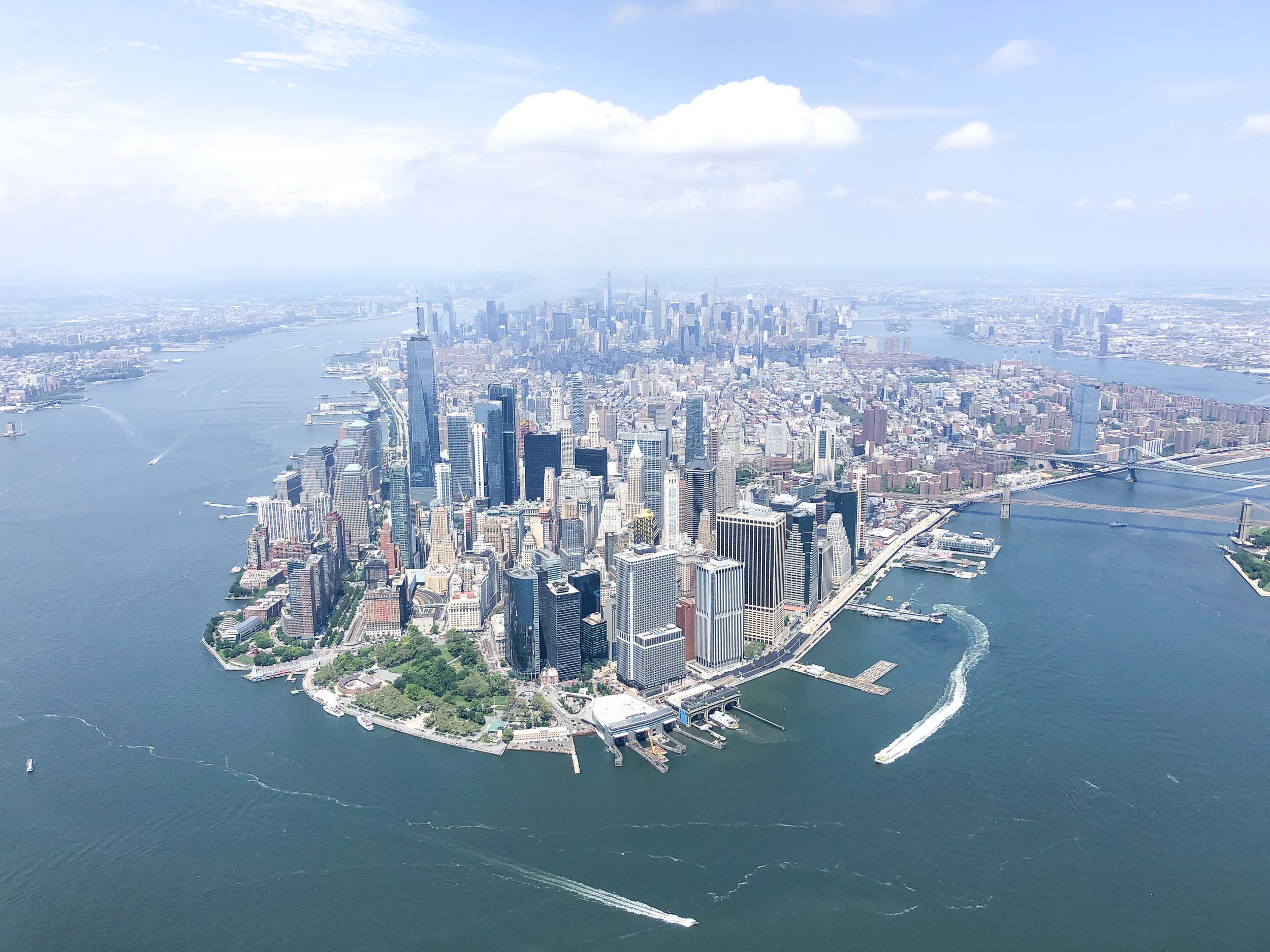 Helikoptervlucht boven New York met uitzicht op de skyline