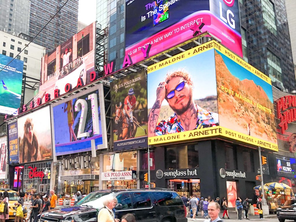 Bouma, Aglaia - Als goden in Frankrijk.epub Bouma, Aglaia - Niets te verbergen.epub D., Lionel en Bulte, Annemie - Terroristenjager.epub Delwel, Liselotte - Lichter leven.epub Derous, Samuel - Als liefde wringt.epub Dubois, Jean-Paul - De verbouwing.epub Dubois, Jean-Paul - Een Frans leven.epub Gegijzeld - Clare Mackintosh.epub Goulson, Dave - De tuinjungle.epub Goulson, Dave - Een verhaal met een angel.epub Hartman, Corine - Een vlaag van waanzin.epub Hartman, Corine - Glashard.epub Janssen, Caspar - Zak tabak.epub Jewell, Lisa - Toen was ze weg.epub Kaa, Romke van de - Alles kan wachten.epub Koen_Moons_Steijn_van_Schie_Maartje_van_Kouwen_Horst_Wolter.epub Lucas_Reinds.epub Miles, Ella - [Waarheden of leugens 01] Veroverd door leugens.epub Nesbo, Jo - Koninkrijk.epub Nienke_Beintema.epub Philippe_J._Dubois_Élise_Rousseau.epub Ross, Tomas - Indisch requiem.epub Schepp, Emelie - [Jana Berzelius 4] Postuum.epub Schepp, Emelie - Sub Rosa.epub Sharon Bolton - Die zomer (07-2021).epub Strietman, Inger - Mag ik mijn aandacht.epub Van ereader af Verhoef, Esther - De nachtdienst.epub Vuijsje, Robert - Salomons oordeel.epub Aart, Irene van der - Uitgemolken.epub Alaerts, Ann - Anita.epub Appel, Rene - Handicap (2021).epub Becks laatste zomer - Benedict Wells.epub Berest, Claire - Niets is zwart, Frida en Diego.epub Berry, Steve - Het Maltadocument (2021).epub Biografie - Frida - Hayden Herrera.epub Biografie - Het Volksparkstadion is van Oranje - Evert ten napel.epub Biografie - Lennon - Tim Riley.epub Biografie - The Mamba Mentality - Kobe Bryant.epub Biografie - The Ride of a Lifetime - Robert Iger.epub Biografie - XTC - Philippus Zandstra en Wietse Pottewijd.epub Biografie - Zeven Keer Vallen, Acht Keer Opstaan - Naoki Higashida.epub Biografie - Zo is het genoeg - Onno Blom.epub Boellaard, George - Wij willen gangster worden.epub Boyle, T.C. - San Miguel.epub C.J. Box - Het ultimatum.epub Chabot, Bart - 01 Mijn vaders hand.epub Chabot, Bart - 02 Hartritme.epub Chicklit - De edele opdracht - Julia Quinn.epub Childers, Erskine - Het raadsel van de wadden.epub Citroen, Michal - U wordt door niemand verwacht.epub Clinton, Bill & Patterson, James - De dochter van de president(2021).epub Cole, Daniel - Mimic.epub Coolen, Eva - Regeneratie.epub Costeloe, Diney - Een nieuw leven.epub De hemel bestaat niet - Jannetje Koelewijn.epub de pechvogel .epub Diverse Auteurs - Brugcursus wiskunde.epub Diverse Auteurs - Hard Gras 138.epub Dumas, Alexandre - De graaf van Monte-Cristo.epub Egmond, Michel van & Scheulderman, Antoinnette - Derksen.epub Engberg, Katrine - Dodenmasker (2021).epub Fictie - American Psycho - Bret Easton Ellis.epub Fictie - De moord op Windsor Castle - S.J. Bennet.epub Fictie - Het geheim van Eberwein - Boudewijn Buch.epub Fictie - M'n liefje, m'n duifje - Roald Dahl.epub Fictie - Op het geniale af - Benedict Wells.epub Garlick, Nick - Storm.epub Gedichten - Fantoommerrie - Marieke Lucas Rijneveld.epub Gedichten - Kalfsvlies - Marieke Lucas Rijneveld.epub Gedichten - Verzamelde gedichten - Rutger Kopland.epub Gerritsen, Tess & Braver, Gary - De studente.epub Gheiybe, Shahin - PIrania escape.epub Gheiybe, Shahin - PIrania escape(1).epub Glaesener, Helga - De erfgename van Paus Johanna.epub Green, Hank - Een zeer opmerkelijk verschijnsel.epub Gruyter, Caroline de - Beter wordt het niet.epub Gutteridge, Lindsay - Koude oorlog in de achtertuin.epub Habben Jansen, Eddy - Nederlandse politiek voor dummies.epub Ham, Willem van der - Ooggetuigen van de watersnood 1953.epub Hamilton, Alex - De pechvogel.epub Hannah, Kristin - De vier windstreken.epub Harris, Kamala - The truths we hold.epub Hermus, Jelle - Leven met wind mee.epub Herrera, Hayden - Frida.epub Hesse, Hermann - De Steppewolf.epub Het einde van de eenzaamheid - Benedict Wells.epub Heyne, Paul ter - Zout.epub Hoogenkamp, Helena - Het aanbidden van Louis Claus.epub Hurwitz, Gregg - De Lijst (2021).epub Ink, L. - Het schild van mijn broer.epub Joosten, Peter - Supermens.epub Joshi, Alka - De henna kunstenares.epub Keeland, Vi & Ward, Penelope - Onvoorwaardelijk.epub Klepsch, Rudiger - Feedback voor dummies.epub Klijn, Arienne - Maak kennis met je innerlijke familie.epub Kom, Anton de - Strijden ga ik.epub Kookboeken - Ruler, Lola van - Toko Lo.epub Lanen, Pepijn - Vad3r.epub Levy, Tsafrira - Hadassa koningin tegen wil en dank.epub Lippens, Gio & Cauwer, José De - Surplace.epub Lobach, Femke - Overal horizon.epub Louis, Édouard - Ze hebben mijn vader vermoord.epub Lugies, Bernadette - Het claiming ritueel.epub Maak kennis met je innerlijke familie - Arienne Klijn.epub Maffia - Pater familias - Russel Shorto.epub Maurine, Tina - Impasse.epub Meijer, Eva - Voorwaarts.epub Melandri, Francesca - De lange weg naar Rome.epub Melandri, Francesca - Eva slaapt.epub Melandri, Francesca - Hoger dan de zee.epub Millie Werber & Eve Keller - Ik stierf in duizend doden.epub Misdaad - De wereld van de witte pakken - Tamara Seur.epub Misdaad - Het drama van Baflo - Rob Zijlstra.epub Misdaad - Zittingszaal 14 - Rob Zijlstra.epub Mommers, Jelmer - Hoe gaan we dit uitleggen.epub Moor, Marente de - Foon.epub Moor, Marente de - Roundhay, tuinscene.epub Napel, Evert ten - Het Volksparkstadion is van Oranje.epub Ohlala - Onvoorwaardelijk - Vi Keeland.epub Oord, Steffie van den - Nieuwe eeuwelingen.epub Op het geniale af - Benedict Wells.epub Pauwvliet, Cathelijne Paulus van - Op hoge hakken naar Santiago.epub Quinn, Julia - [Familie Bridgerton 06] - Een royale vergissing.epub Quinn, Julia - [Familie Bridgerton 07] - De edele opdracht.epub Rijneveld, Marieke Lucas - Fantoommerrie.epub Rijneveld, Marieke Lucas - Kalfsvlies.epub Roman - Duizend ogen - Samanta Schweblin.epub Roman - Het pantser van de kreeft - Caroline Albertine Minor.epub Roman - Het vogelhuis - Eva Meijer.epub Roman - Niets is zwart - Claire Berest.epub Rosnay, Tatiana de - Dit leven is van jou.epub Ruim water - A. L. Snijders.epub Siegmann, Machteld - De kaalvreter.epub steppewolf, De - Hermann Hesse.epub Studie - Brugcursus wiskunde - Philippe Carette.epub Surplace - Gio Lippens & Jose de Cauwer.epub taal is een hond_ heimelijke vreugde, De - A. L. Snijders.epub Timmerman, Ingeborg & Tongeren, Carlie van - Zin in seks.epub Turner, Lynn - Tocht door de wildernis.epub Urturi, Eva Garcia Saenz de - Aquitanië.epub Verbeet, Gerdi & Kan, Alexander Rinnooy - Voorzitter.epub Verhalen - Nieuwe eeuwelingen - Steffie van Den Oord.epub Verhalen - The Boy, the Mole, the Fox and the Horse - Charlie Mackesy.epub Verhoeven, Marijke - Hoog spel.epub Vermeer, Suzanne - Dwaalspoor.epub Vliet, Paul van - Heimwee naar morgen.epub Vuijsje, Robert - Alleen maar nette mensen.epub Vuijsje, Robert - Alleen maar stoute kinderen.epub Vuijsje, Robert - Beste vriend.epub Vuijsje, Robert - Wereldmeiden.epub Vuong, Ocean - Op aarde schitteren we even.epub Vuuren, Jet van, Vluchtweg.epub Wagendorp, Bert - Ferrara (2019).epub Walker, Matthew - Slaap.epub Wellens, Roxanne - Te waar om mooi te zijn.epub Wetenschap - De antwoorden op de grote vragen - Stephen William Hawking.epub Wetmore, Elizabeth - Valentijn.epub Wijnberg, Rob - De nieuwsfabriek.epub Wijnberg, Rob - En mijn tafelheer is Plato.epub Zafón, Carlos Ruiz - Stad der nevelen.epub Zandstra, Philippus & Potjewijd, Wietse - XTC, een biografie.epub Zandstra, Philippus & Potjewijd, Wietse - XTC, een biografie(1).epub Zelfhulp - Mindgym - Wouter de Jong.epub Zelfhulp - Nooit meer te druk - Tony Crabbe.epub Zijll Langhout, Martine van - Over leven in het wild.epub Börjlind, Cilla & Rolf - Zwarte dageraad.epub op ereader Aarts, Sander - Niet te breken.epub Alexander_Soderberg.epub Alexander_Söderberg.epub Anet_Bleich.epub Arnaldur Indridason-09 Winternacht - Onbekend.epub Arnaldur_Indridason.epub Arne Dahl [Berger & Blom 04] - Nachtmerries (05-2021).epub Arne_Dahl.epub Arne_Dahl(1).epub Arne_Dahl(2).epub Arne_Dahl(3).epub Arne_Dahl(4).epub Asa_Larsson.epub Åsa_Larsson.epub Åsa_Larsson(1).epub Åsa_Larsson(2).epub Åsa_Larsson(3).epub Baldacci, David - [Aloysius Archer 01] - Een goede daad.epub Baldacci, David - [Aloysius Archer 02] - Dodelijk spel.epub Baldacci, David - [Atlee Pine 02] - Eén minuut voor middernacht.epub Baldacci, David - [Atlee Pine 03] - Daglicht.epub Beest - Ane Riel.epub Bervoets, Hanna - Wat wij zagen.epub Bilderbeek, Suzanne van - Zolang je van me houdt.epub Bill_Clinton_James_Patterson.epub Biografie - Beautiful Things - Hunter Biden.epub Blees, Gerda - Wij zijn licht.epub Blees, Gerda - Wij zijn licht(1).epub Boris_O._Dittrich.epub Boyle, T.C. - De Terranauten.epub Boyne, John - Een ladder naar de hemel.epub Boyne, John - Een reiziger.epub Brakman, Willem - De reis van de douanier naar Bentheim.epub Brakman, Willem - Een winterreis.epub Brakman, Willem - Kind in de buurt.epub Brakman, Willem - Water als water.epub Brouwers, Jeroen - Client E. Busken.epub Brouwers, Jeroen - De laatste deur.epub Bruineman, Joan - Isabel in de storm.epub Bruyn, Chris de - Een onschuldige moord.epub Calligarich, Gianfranco - De laatste zomer in de stad.epub Camilla_Läckberg.epub Christian_Unge.epub Clinton, Bill - Aan het werk.epub Coben, Harlan - Overzicht(01) - Blijf Dichtbij.epub Coben, Harlan - Overzicht(02) - De Onschuldigen.epub Coben, Harlan - Overzicht(03) - De Ontdekking.epub Coben, Harlan - Overzicht(04) - De Verbeelding.epub Coben, Harlan - Overzicht(05) - De Vreemde.epub Coben, Harlan - Overzicht(06) - Dood Spel.epub Coben, Harlan - Overzicht(07) - Geen Tweede Kans.epub Coben, Harlan - Overzicht(08) - Geleende Tijd.epub Coben, Harlan - Overzicht(09) - Genezing.epub Coben, Harlan - Overzicht(10) - Houvast.epub Coben, Harlan - Overzicht(11) - Ik Mis Je.epub Coben, Harlan - Overzicht(12) - Laat Niet Los.epub Coben, Harlan - Overzicht(13) - Momentopname.epub Coben, Harlan - Overzicht(14) - Niemand Vertellen.epub Coben, Harlan - Overzicht(15) - Spoorloos.epub Coben, Harlan - Overzicht(16) - Verzoeking.epub Coben, Harlan - Overzicht(17) - Wild.epub Coben, Harlan - Overzicht(18) - Zes Jaar.epub Coben, Harlan - Win.epub Colgan, Jenny - Zoek de zon op(1).epub Daanje, Anjet - De herinnerde soldaat.epub Dag Afrika - Marcia Luyten.epub Dansen op de brug van Avignon - Ida Vos.epub David_Lagercrantz.epub De Chirurg - Tess Gerritsen.epub De Moskou regels - Daniel Silva.epub Dean, Abigail - Meisje A(1).epub Denys, Damiaan - Het tekort van het teveel(1).epub Deon_Meyer.epub Dick_Francis_Felix_Francis.epub Dick_Francis.epub Dick_Francis(1).epub Dijk, Kiki van - Bali.epub Dijk, Kiki van - Barca.epub Dijk, Kiki van - Gstaad.epub Dijk, Kiki van - Ibiza, de erfenis.epub Dijk, Kiki van - Ibiza.epub Dijk, Kiki van - Lech.epub Dijk, Kiki van - Nice.epub Dijk, Kiki van - Pisa.epub Dijk, Kiki van - Tarifa.epub Dijk, Kiki van - Winterberg.epub Dijk, Kiki van - Zeevlam.epub Dijk, Michelle van - Witter dan sneeuw.epub Ditlevsen, Tove - [Kopenhagen 01] Kindertijd.epub Ditlevsen, Tove - [Kopenhagen 02] Jeugd.epub Ditlevsen, Tove - [Kopenhagen 03] Afhankelijkheid.epub Duco_Hellema_Margriet_van_Lith.epub E.L. James - Donkerder.epub Edine - Mark Groenen.epub Edwin_Schoon.epub Eem, Frans van der & Godijn, Elly - De Storm van 2020 (2021).epub Egmond, Michel van & Antoinnette Scheulderman - Derksen.epub Elementaire deeltjes _ Machtspolitiek - Rob de Wijk.epub Emelie_Schepp.epub Eva_García_Sáenz_de_Urturi.epub Faber, Kim en Janni Pedersen - Hoogzomer.epub Faggiani, Franco - De komst van een vreemde lente.epub Faggiani, Franco - Tussen twee werelden.epub Felix_Thijssen.epub Foulon, Elodie - Wat niet weet.epub Gard, Roger Martin du - [De Thibaults 01] - De Thibaults 1905 - 1914.epub Gard, Roger Martin du - [De Thibaults 02] - De Thibaults 1914 - 1917 .epub Gardner, Lisa - [D.D. Warren 07] - Zoek naar mij.epub Gardner, Lisa - [D.D. Warren 08] - Niet verder vertellen.epub Gardner, Lisa - [D.D. Warren 09] - Als je me ziet.epub Gardner, Lisa - [FBI Profiers 04] - Verdwenen.epub Gardner, Lisa - [FBI Profilers 02] - Het 3de slachtoffer.epub Gardner, Lisa - [FBI Profilers 03] - Dodenrit.epub Gardner, Lisa - [FBI Profilers 05] - Achter je.epub Geir_Tangen.epub geluk van Limburg, Het - Marcia Luyten.epub Gesthuizen, Sharon - Schoonheid macht liefde.epub Giono, Jean - De Poolse molen.epub Goede buren - Mattias Edvardsson.epub Grunberg, Arnon - Bezette gebieden.epub Grunberg, Arnon - Bij ons in Auschwitz.epub Grunberg, Arnon - Slachters en psychiaters.epub Grunberg, Arnon - Thuis ben je.epub Hacking, Mariël - Een echte moeder.epub Hamersma, Harold - De vrouw die water liet aanbranden.epub Hanna_Lindberg.epub Hans Kraay Jr. - Achter de kleedkamerdeur - Iwan Tol.epub Harlan_Coben.epub Hars - Ane Riel.epub Hartman, Corine - De nieuwe dood.epub Hartman, Corine - IJskoud.epub Hartman, Corine - Zielloos.epub Heijne, Bas - Leugen & waarheid.epub Helen_Fields.epub Hello honey, are you there_ - Elly van Driel.epub Het Maltadocument - Steve Berry.epub Hollander, Loes den - Onverwachte Liefde.epub Horst, Jorn Lier - Rookgordijn.epub huis van mijn moeder, Het - Maria Farag.epub Ideale Kandidaat - The Bevelstokes 3, De - Julia Quinn.epub Ik zie je - Michael Berg.epub Iperen, Roxane van - 't Hooge Nest.epub Isaacson, Walter - De uitvinders.epub Jacobs, Anne - De erfenis van het weesmeisje.epub Jacobs, Anne - De moed van het weesmeisje.epub Jacobs, Anne - De terugkeer van het weesmeisje (03-2021).epub Jacobs, Anne - Het landhuis.epub Jacobs, Anne - Het weesmeisje.epub James, E.L. - De Mister.epub James, E.L. - Grey.epub Jan_Kikkert.epub Jan_Siebelink.epub Jo_Nesbo.epub John_Le_Carre.epub John_le_Carré.epub John_le_Carré(1).epub Jolande_Withuis.epub Jonasson, Ragnar - Poolnacht.epub jongen die zijn vader zocht, De - John Boyne.epub Jørn_Lier_Horst.epub Jussi_Adler-Olsen.epub Kijk Naar Mij - The Bevelstokes 2 - Julia Quinn.epub Kim_Faber_Janni_Pedersen.epub King, Stephen - Later.epub King, Stephen - Na zonsondergang.epub King, Stephen - Schemerwereld.epub King, Stephen - Vier seizoenen.epub Kjell_Genberg.epub kleine Ezelsbruggetjes voor Dummies, De - Huiswerkbegeleiding.nl & Anna Roelofsz.epub kleine Geschiedenis van Nederland voor Dummies, De - Jury Smit.epub Kristina_Ohlsson.epub Kristina_Ohlsson(1).epub Kristina_Ohlsson(2).epub Labee, Charlotte - Brain balance.epub Lamballe, Marie - Hildes droom.epub Lenze, Ulla - De drie levens van Josef Klein.epub Lieshout, Ted van - Gebr..epub Link, Charlotte - Leugenaar.epub Madsen, Inger Gammelgaard - [Gloeiende schuld 05].epub Mansell, Jill - Tot aan de zon en terug.epub Marco-effect, Het - Jussi Adler-Olsen.epub Martien - van burgemeesterszoontje tot kasteelheer - Jan Dijkgraaf.epub Mei - Anna Enquist.epub Mitchell, David - Utopia Avenue.epub Moederstad - Philip Droge.epub Montefiore, Santa - [Deverill 01] De vrouwen van kasteel Deverill.epub Montefiore, Santa - [Deverill 02] Als de rododendron bloeit.epub Montefiore, Santa - [Deverill 03] De laatste roos van de zomer.epub Montefiore, Santa - [Deverill 04] De vergeten Deverill.epub Montefiore, Santa - [Deverill 05] De verre horizon (2021)(1).epub Montefiore, Santa - Liefdeslessen.epub Nico_de_Haan_Elwin_van_der_Kolk.epub Niessen, Tommie - Kastanjehove.epub Nooit Meer Eenzaam - The Bevelstokes 1 - Julia Quinn.epub Nothomb, Amelie - Dagboek van zwaluw.epub Nothomb, Amélie - De misdaad van graaf Neville.epub Olde Heuvelt, Thomas - De inktlezers van doi saket.epub Olde Heuvelt, Thomas - De jongen die geen schaduw wierp.epub Olde Heuvelt, Thomas - De vis in de fles.epub Olde Heuvelt, Thomas - Dolores Dolly Poppedijn.epub Olde Heuvelt, Thomas - Echo.epub Olde Heuvelt, Thomas - HEX.epub Olde Heuvelt, Thomas - Leerling tovenaar.epub Olde Heuvelt, Thomas - Om nooit te vergeten.epub Olde Heuvelt, Thomas - Orakel.epub Ooijen, Sanne van - [Keerpunt 01] - Verloren.epub Ooijen, Sanne van - [Keerpunt 03] - Verslagen.epub Ooijen, Sanne van - 02. De strijd.epub Ooijen, Sanne van - 03. De organisatie.epub Ooijen, Sanne van - 04. De familie.epub Oord, Steffie van den - Honkvast.epub overlevenden, De - Jane Harper.epub Perfecte dood - Helen Fields.epub Perfecte prooi - Helen Fields.epub Perfecte resten - Helen Fields.epub Perre, Selma van de - Mijn naam is Selma.epub Pessoa, Fernando - Boek der rusteloosheid.epub Pessoa, Fernando - Gedichten.epub Peter Romer_2021 - Een Meesterstuk - Peter Romer.epub Poppenspel - Mo Hayder.epub Rijck, Elise De - Het bucketlistboek.epub Rijn, Linda van - Zandvoort aan zee.epub Roosmalen, Marcel van - Geen brug te ver.epub Roosmalen, Marcel van - Mijn legendarische moeder overleeft alles.epub Rosenfeldt, Hans - Wolfzomer.epub Rosenfeldt, Hjorth - Discipel, De.epub Roth, Joseph - Radetsky Mars.epub Roth, Philip - Complot tegen Amerika.epub Sager, Riley - Voor het donker thuis.epub Scheulderman, Antoinnette - Dan neem je toch gewoon een nieuwe.epub Selma, de vrouw die Sobibor overleefde - Ad van Liempt.epub Shorto, Russell - Lied der Revolutie - Russell Shorto.epub Shorto, Russell - Nieuw Amsterdam.epub Slimani, Leïla - Mathilde(2).epub Smit, Susan - De heks van Limbricht.epub Smith, Wilbur - Courtney's erfenis.epub Snajder, Slobodan - De reparatie van de wereld.epub Spiegeleffect - Marleen Hartog.epub Sutter, Petra de - (Over)leven(1).epub Tak, Bibi Dumon - De eik was hier.epub Tergit, Gabriele - De Effingers.epub The Rough Guide to Canada - Annelise Sorensen & Rough Guides (firm).epub The Rough Guide to Colombia - Daniel Jacobs & Rough Guides & Stephen Keeling.epub Treur, Franca - Dorsvloer vol confetti.epub Trouet, Valerie - Wat bomen ons vertellen.epub Tyler, Anne - Azijnmeisje.epub Tyler, Anne - De blauwe draad.epub Tyler, Anne - Klokkendans.epub Tyler, Anne - Thuiskomen.epub Vekemans, Lot - De verdwenene.epub Vendel, Edward van de - Heel heel heel vies boek.epub Vendel, Edward van de - Miss Eenhoorn.epub Vendel, Edward van de - Oliver.epub Vendel, Edward van de - Wij zijn tijgers!.epub Vermeiren, Jan - Hoe linkedin nu echt gebruiken.epub Vern, Jens - De macht van K.epub Veronesi, Sandro - De kolibrie.epub Vuurkoraal - Annet de Jong.epub weg van de boog, De - Paulo Coelho.epub Welkom in het Rijk der zieken - Hanna Bervoets.epub Wetenschap - Breath - James Nestor.epub Wijnen, Aline van - Het geheime kistje van Elle.epub Wilbur Smith - Courtney's Erfenis(1).epub Wilson, Mary Anne - Geheimzinnige boodschap(1).epub Winiewicz, Lida - De verloren toon(1).epub Winslow, Don - De grens.epub Winslow, Don - Gebroken.epub Winslow, Don - Het kartel.epub Winslow, Don - Lek.epub Woesthoff, Lucy - Woman.epub Wyld, Evie - Overal vogelzang(1).epub Zelfhulp - Chatter - Ethan Kross.epub Zelfhulp - How To - Randall Munroe.epub Zelfhulp - Noise - Daniel Kahneman.epub Ziende Blind - Hoe Onze Politiek, Economie en Cultuur 'Afrikaanse' Trekken Krijgen - Marcia Luyten.epub Zwemer, Jan & Dekker, Jeanine - De kleine geschiedenis van Zeeland voor dummies.epub Aalten, Thomas van - Een vrouw van de wereld.epub Abdolah, Kader - Dit mooie land.epub Abdolah, Kader - Duizend en een nacht.epub Abe, Naoko - Sakura (2020).epub Acda, Thomas - Onderweg met Roadie.epub Adams, Juliet & Grazier, Marina - Mindful leiderschap voor dummies(1).epub Adichie, Chimamanda Ngozi - Amerikanah.epub Alberdingk Thijm, Christiaan - Het proces van de eeuw.epub Alberti, Willeke - Een leven als een lied.epub Albright, Madeleine - Praagse winter.epub Alcott, Louisa May - De kostschool van meneer Beer.epub Alcott, Louisa May - De wereld in.epub Alcott, Louisa May - Een nichtje met zeven neven.epub Alcott, Louisa May - Rozeknop.epub Alcott, Louisa May - Uit tante Jo's snippermand.epub Alcott, Louisa May - Zonneschijn na regen.epub Alexander, Frank - De fietser.epub Allen, Woody - De boze tijden waarin wij leven.epub Allen, Woody - Mijn filosofie.epub Allende, Isabel - Brieven voor Paula.epub Andersen, Hans Christian - Verhalen over moed.epub Andersen, Hans Christian - Verhalen over waarheid.epub Arib, Khadija - Couscous op zondag(1).epub Arnold, Jennie - Rivieren ontmoeten oceanen(1).epub Asperen, Rick van - Ik laat me niet gek maken.epub Assange, Julian - De ongeautoriseerde biografie.epub Atangana, Simone - Bekono (2020).epub Atwood, Margaret - MaddAddam.epub Aubrey, Brenna - Op elk moment.epub Aurora, Belle - Raw(1).epub Axelsson, Majgull - Aprilheks.epub Baaijens, Nico - Puur natuur.epub Baars, Tamara - Als jullie dit lezen ben ik dood.epub Bakker, Johan - Enkele reis Mars (03-2021).epub Baldwin, James - Als Beale Street kon praten.epub Belkovski, Stanislav - Vladimir.epub Bengtsdotter, Lina - De kinderen die het bos in gingen.epub Bengtsdotter, Lina - De vrouw die terug moest.epub Berg, Harm van den - De ritselaars.epub Berg, Michael - De vermissing.epub Berk, Lucia de - Levenslang en TBS .epub Bernard Krikke - Voor de ogen van de wereld (2020).epub Besson, Luc - Arthur en de minimoys.epub Beukering, Barbara van - Je kunt het maar een keer doen.epub Beukering, Barbara van - Kruip nooit achter een geranium.epub Bie, Wim de - Meneer foppe en het gedoe.epub Bie, Wim de - Schoftentuig.epub Bijl, Martine - Hindergroen.epub Bijleveld - Film album; van het westelijk front geen nieuws.epub Bik, Andries - Grand hotel de bajes.epub Blake, Maya - Veroverd op Sicilië.epub Bloemink, Sanne - Happy me verdwaald in de new yorkse geluksindustrie.epub Borrel, Daan - Soms is liefde dit.epub Bos, Tamara - Kapsalon Romy.epub Botton, Alain de - Het nieuws.epub Boumans, Toni - 'Je mag wel bang zijn, maar niet laf'(2021).epub Bowen, Sarina & Kennedy, Elle - Top secret.epub Brandsen, Janine - Val uit de tijd (2021)(1).epub Brems, Hugo - Altijd weer vogels die nesten beginnen.epub Bril, Martin - Rokjesdag.epub Bril, Martin - Vader en dochters.epub Broeck, Walter van den - Crossroads.epub Broeck, Walter van den - Niets voor de familie.epub Broeck, Walter van den - Niets voor de familie(1).epub Campert, Remco - Nieuwe herinneringen.epub Campert, Remco - Tjeempie.epub Camus, Albert - De vreemdeling.epub Carriere, Pierre - Spaak.epub Cassidy, Anne - Zusje vermist.epub Curvers, Emma - Iedereen kan schilderen.epub Daem, Frederik Willem - Zelfs de vogels vallen.epub Denys, Damiaan - Het tekort van het teveel.epub Dis, Adriaan van - De wandelaar.epub Diverse Auteurs - Andere werelden, andere kusten.epub Diverse Auteurs - Antwoord van de sterren & Reikend naar de sterren & Flirten onder de sterren.epub Diverse Auteurs - Post viraal naar een nieuw normaal.epub Diverse Auteurs - Prachtig weer verhalen.epub Diverse Auteurs - Royally yours, seizoen 1.epub Driel, Joost Van - Het bordeel aan het einde van de straat (03-2021).epub Fairweather, Jack - Vrijwillig naar Auschwitz.epub Farag, Maria - Het huis van mijn moeder(1).epub Feshtali, Shohreh - Gesluierde jaren(1).epub Flim , Bert Jan - Het grote kinderspel (04-2021).epub Frampton, Megan - De dromer en de Schot(1).epub Frampton, Megan - De grote dag(1).epub Frank Van Berkum & Arjan Boogerds - Gezond slank met dr. Frank.epub Frattini, Stephane - Katten.epub French, Nicci - Wie niet horen wil.epub Froyen, Brenda - Lena(1).epub Gort, Ilja - Bed en Breakfast.epub Grives, Imanuelle & Slotboom, Anton - Mijn vechtershart.epub Groenewoud, Jessy - Een leven met energie.epub Guillebeau, Chris - De 100 euro startup.epub Halberstadt, Alex - De jonge helden van de Sovjet-Unie (2020).epub Hamilton, Nigel - Roosevelt versus Churchill.epub Harkema, Jochen & Tros, Peter - Duurzaam beleggen voor dummies.epub Heede, Sylvia Vanden - Vos en Haas en de bosbaas.epub Heede, Sylvia Vanden - Vos en Haas en de dief van Iek.epub Heede, Sylvia Vanden - Yep.epub Heijningen-Steenbergen, Annemarie van - Getrouwd zijn is de hemel niet.epub Henderson, Julietta - De goede grap van Norman Foreman.epub Hendrikse, Wim - Familiegeheimen.epub Herk, Ellen van - Dreiging in de Algarve.epub Herk, Ellen van - Quarantaine in de Alentejo.epub Hesdörffer, Max - Kamerplanten _ Handboek tot het kweken van planten in de kamer.epub Hill, Maisie - De cyclus strategie.epub Hoeke, Eva - De stad, de kroeg en de man.epub Holzner, Steven - Natuurkunde voor dummies.epub Hoover, Colleen - De waarheid.epub Hoover, Colleen - Misschien nu.epub Hoover, Colleen - Too late.epub Horst, Henk van der - Wat een dag! (04-2021).epub Hout, Piet J. van den - Gevaarlijk spel.epub Houtman, Joost - FC De Criminelen.epub Hull, Jonathan - Op zoek naar Julia.epub Idema, Liselotte - Waar ik liever niet kom.epub Ingh-Van Wijk, Jeannette van den - Prinsenvlag.epub James, Vicki - Cherry beats.epub Jang, Lucia - De sterren tussen zon en maan.epub Jansen, Sophie - Volg me.epub Jones, Lloyd - Tweedehands wereld.epub Jones, Owen - Daisy's ketting.epub Kahneman, Daniel - Ons feilbare denken.epub Kat, Otto de - De langste nacht(1).epub Kelley, Kitty - De Familie Bush - PORTRET VAN DE MACHTIGSTE FAMILIE TER WERELD.epub Kemenade, Jacqui van - Leefstijl op recept.epub Kennedy, Eliza - Ja, ik wil niet.epub Kennedy, Elle - 01 De deal.epub Kennedy, Elle - 02 De fout.epub Kennedy, Elle - 03 Het einde.epub Kennedy, Elle - 04 Het doel.epub Kennedy, Elle - De jacht.epub Kennedy, Elle - De rebound.epub Kennedy, Elle - Het geheim.epub Kennedy, Elle - Het spel.epub Kennedy, Elle - Voel de hitte.epub Kennedy, Elle - Zeg ja.epub Kirby, Katie - Het extreem genante leven van Lottie.epub Koch, Liz - Psoas, de spier van de ziel.epub Kookboeken - Bonnier, Pascalle & Kok, Mathijs - Havermoutje.epub Kookboeken - Dorenmalen, Carolina van - Het geluksdieet.epub Kookboeken - Jaspers, Julius - BBQBijbel.epub Kookboeken - Joshi, Paulami - De bijbel van de Indiase keuken.epub Kookboeken - Kaan, Mirte - Kookboek voor een rustige buik.epub Kookboeken - Kook ook gezonde en snelle snacks.epub Kookboeken - Kook ook salade.epub Kookboeken - Spitsbaard, Hans - Taartbijbel.epub Kookboeken - Weight Watchers - Koken voor één.epub Kookboeken - Zamboni, Angela - Het complete koolhydraatarme dieet.epub Koornberg-Spronk, Henriet - De voetballende ballerina.epub Lake, Dianne - Mijn leven met Charles Manson.epub Lakmaker, Sofie - De geschiedenis van mijn seksualiteit.epub Lamballe, Marie - Hildes droom(1).epub Lang, Séan - De Eerste Wereldoorlog voor dummies.epub Leonard, M.G. - De juwelendief.epub Liholm, Molly - Liefde en logica.epub Locke, William J. - Afgoden.epub Luyten, Marcia - Maxima Zorreguieta, moederland.epub Mackintosh, Clare - De donor (2020).epub Mackintosh, Clare - Een onmogelijke keuze.epub Marja_West_Jürgen_Snoeren.epub Martin, Fred - Tussen Andreasplein en Zwarte Pad.epub Martin, Lex - Door schade en schande.epub Martin, Lex - Gek van Clementine.epub Martin, Lex - Onvergetelijk.epub Matheson, Nadine - De Puzzelman 2.epub Matheson, Nadine - De Puzzelman.epub Maverick, Liz - De paparazzo en de paleiswacht.epub Mee, Benjamin - We bought a zoo.epub Meek, Harmen - Weten wij het nog.epub Moel, Sico de - Dagboek van een restaurateur.epub Molenaar, Esther - Bloggen doe je zo!.epub Montefiore, Santa - [Deverill 05] De verre horizon (2021).epub Montgomery, Hedvig - De basisschooljaren.epub Morain, Dan - Kamala's pad.epub Moresco, Antonio - Het lichtje in de verte.epub Morgan, Kass & Paige, Danielle - De Raven.epub Murray, Walter J.C. - Copsford.epub Myers, Eric - Lot van engelen.epub Nasr, Ramsey - De fundamenten.epub Niemand zeggen - M.J. Arlidge.epub Nieuwelandt, Guilliam van - Livia.epub Noordzij, Judith - Ik was advocaat. Nu ben ik mezelf(2).epub Norman, Russ - Social media marketing geheimen 2021.epub Oomen, Joost - Het perenlied.epub Oppel, Kenneth - Woeker.epub Os, Boudewijn van - De kleine geschiedenis van Haarlem voor dummies.epub Patterson, James - Dubbelspel.epub Patterson, James & Barker, JD - De kustmoorden.epub Pauw, Marion - Vogeleiland.epub Perlman, Susan - Een roos uit de as.epub Perlmutter, Adam - Pianospelen voor dummies.epub Persons, David - Wiel van fortuin.epub Pettrey, Dani - Schaduw.epub Pikaart, Martin - De pensioenmythe.epub Pilhofer, Michael & Day, Holly - De kleine noten lezen voor dummies.epub Pollmann, Tessel - U spreekt met de gemeente.epub Polman, Linda - De crisiscaravaan.epub Poort, Nicolle - Bevlekt ontvangen.epub Poortstra, Margryt - Koudvuur.epub Post, Herman - Papieren vogels.epub Prijs, Robin - Dan ga je toch tomaten plukken.epub Prijs, Robin - Dan ga je toch tomaten plukken(1).epub Quagebeur, Els - Bij starbucks heet ik amy.epub Quinn, Julia - Een royale vergissing.epub Quinn, Julia - Een royale vergissing(1).epub Quinn, Meghan - Op slag verliefd.epub Quinn, Meghan - Van slag.epub Rady, Martyn - De Habsburgers.epub Ramakers, Emile - De kleine geschiedenis van Maastricht voor dummies.epub Readers Digest - Het dagelijks leven.epub Rezazadeh, Sholeh - De hemel is altijd paars.epub Richards, Michiel - Tijdprotocol 4.16.epub Riley, Lucinda - [De zeven zussen 07] De zevende zus.epub Rillaer, Peter van - Ishtar Roodrug en het lot van de wereld.epub Rinzler, Carol Ann - Gezond eten voor dummies.epub Rob en Dani - Sam en de coronadraak.epub Robbins, Mel - De 5 seconderegel.epub Ronde, Jeanine de - De belofte.epub Ronde, Jeanine de - De beschermer.epub Ronde, Jeanine de - De heilige oorlog.epub Rosnay, Tatiana de - Bloemen van de duisternis.epub Rowell, Rainbow - Fangirl.epub Rowell, Rainbow - Klik.epub Rowell, Rainbow - Verkeerd verbonden.epub Samsone, Pete & Jane, Ashly - Niemand vertelt deze verhalen.epub Schaap-Jonker, Hanneke & Scholte, Wubbo - Van leegte naar liefde.epub Schmidt, Jerome - De vuurtoren groep.epub Schulman, Alex - De overlevenden.epub Scott, Anika - De Duitse erfgename.epub Sens, Freke - De kleine geschiedenis van Eindhoven voor dummies.epub Shumsky, Susan - I am.epub Slavin, David - Gekke goden van de Olympus.epub Sliedregt, Ed van - Geboren in de hemel.epub Smeets, Mart - Ik was nog nooit in Nagano.epub Sparre, Pieter - De troost van een lichaam (03-2021).epub Stanton, Matt - Grappenstrijd.epub Starreveld, Angelique - Als de sirenes blijven loeien.epub Stevens, Fred & Tixhon, Axel - De kleine geschiedenis van Belgie voor dummies.epub Sueur, Alec le - Een hotel op het dak van de wereld.epub Sutter, Petra de - (Over)leven.epub Tang, Dirk J. - Slavernij.epub Taylor-Hough, Deborah - De kleine geld besparen voor dummies.epub Taylor-Tazelaar, Eva - Sabines oorlog.epub Tets, Fernande van - Vier seizoenen in Damascus.epub Teunis, Anne - Retour Parijs (04-2021).epub Timonen, Bjarne - De leefstijlgids tegen somberheid.epub Tomasowa, Jan - Pattimura.epub Tongeren, Carlie van - Caramba!.epub Tongeren, Carlie van - De vlucht.epub Tongeren, Carlie van - Het zusje van.epub Tongeren, Carlie van - Pink princess.epub Tonon, Enea - Plezier en wreedheid.epub Vanderlinden, Dirk - De klimaatvluchteling.epub Vasterman, Juliette - Kunnen muggen dronken worden.epub Verdonck, Bert - De kleine whatsapp voor dummies.epub Verheijen, Sander - Ik kan er net niet bij.epub Vermeer, Suzanne - Zomeravond.epub Verstraete, Pieter Jan - Duitsers in Ieper.epub Viëtor, Nelleke - De schim van Daniël.epub Voss, Chris - Deel nooit het verschil.epub Wagener, Helene - Morbide.epub Werf, Harmke van der - Kampioensouders.epub Wieringa, Kees - Inshallah.epub Wijland, Arie [Dagboek van een Tuinman 01] - Winter (03-2021).epub Wilkinson, Gina - De sterren boven Bagdad.epub Winiewicz, Lida - De verloren toon.epub Wyld, Evie - Overal vogelzang.epub Zadelhoff, Ezra van - Dementie, hoe ga je ermee om (04-2021).epub Zadelhoff, Ezra van & Janssens, Tosca - Dementie, hoe ga je ermee om.epub Alberdingk Thijm, Christiaan - De familie Wachtman.epub Allende, Isabel - Afrodite.epub Allende, Isabel - Eva luna.epub Allende, Isabel - Het oneindige plan.epub Allende, Isabel - Liefde en schaduw.epub Arets, Martijn & Vliet, Koen van - Crowdfunding voor dummies.epub Arib, Khadija - Couscous op zondag.epub Aston, Jana - Juist.epub Baas, Frederik - Dagboek uit de rivier.epub Baas, Frederik - De druppel.epub Baas, Frederik - Herberekening.epub Barratt, Amanda - Dietrich, mijn liefste.epub Bekker, Alfred - De Eyecapper.epub Bekker, Alfred - De Eyecapper(1).epub Belle, Esmeralda van - Ode.epub Benali, Abdelkader - Bruiloft aan zee.epub Bergen, Mathieu van - Larissa & Laurent (2021).epub Berkt, Bert van de - Dokter in de nacht.epub Berkt, Bert van de - Dokter in de nacht(1).epub Bernstein, Gabrielle - Verwacht wonderen.epub Bicanic, Iva & Korver, Richard - Dicht bij huis.epub Biegel, Anne & Swildens, Heleen - M'n bril in de ijskast.epub Biegel, Paul - Het sleutelkruid.epub Biegel, Paul - Ik wou dat ik anders was.epub Biegel, Paul - Nachtverhaal.epub Bles, Noud - Bevrijdingsvuur.epub Blommestein, Lois - Gedraag je.epub Blommestein, Lois - Gedraag je(1).epub Bolt, Hilde A.J. - Guts in tijden van corona... en erna.epub Bommel, Maarten van - De week van de adelaar.epub Bommel, Maarten van & Boonstra, Albert - De week van de adelaar.epub Bosse, Malcolm - Mr. Toets.epub Bowen, Rhys - Oorlogsdochters.epub Brands, Eugene - Witte Raaf (2021).epub Brinks, Jan Herman - De vrouw in het Medaillon (2021).epub Broekharst, Pieter Wouter - De novice.epub Brood, Paul - De kleine geschiedenis van Drenthe voor dummies.epub Bruijn, Jaap de & Verdonck, Bert - Social media voor dummies.epub Buksbazen, Lydia - Zij zochten een stad.epub Callebert, Ann - Euthanasie.epub Capellini, Steve & Welden, Michel van - Massage voor dummies.epub Capellini, Steve & Welden, Michel van - Massage voor dummies(1).epub Carr, Robyn - Een dapper besluit.epub Charante, Rachel van - Het schuilhuis.epub Claassen, Chantal - [Beachclub Esperanza 01] Flessenpost.epub Claassen, Chantal - [Beachclub Esperanza 01] Flessenpost(1).epub Clark, Amily - Verkeerde afslag.epub Clark, Amily - Verscheurd 1.epub Clark, Amily - Verscheurd 2.epub Clark, Amily - Verscheurd 3.epub Coe, Jonathan - De afschuwelijke eenzaamheid van Maxwell Sim.epub Coe, Jonathan - Het moordend testament.epub Coe, Jonathan - Klein Engeland.epub Contreras, Claire - Omdat je van mij bent.epub De trouwe lezer - Max Seeck.epub Dean, Abigail - Meisje A.epub Dijkstra, Wessel - De kleine geschiedenis van Groningen voor dummies.epub Diverse Auteurs - Brood bakken voor dummies.epub Diverse Auteurs - Hard Gras 134.epub Diverse Auteurs - Hard Gras 136.epub Diverse Auteurs - Hard Gras 137.epub Diverse auteurs - Inspiratieboek voor de professional voor Dummies (2020).epub Diverse Auteurs - Liefde op het eiland & Eiland van verleiding & Eiland van liefde.epub Diverse Auteurs - Spreken is zilver & Een gevaarlijk spel & Vermeend verraad.epub Doran, Jean-Pierre & Ark, Richard van der - Doelen stellen.epub Dreien, Bernadette von - Tweeling als licht geboren.epub Duffy, Kimberly - Dans van de vlinders.epub Dun, Margo van - De Villa (2020).epub Durlacher, Jessica - De stem.epub Farag, Maria - Het huis van mijn moeder.epub Farnsworth, Tamryn - Liefde op afstand.epub Feyen, Harrie - De ontsnapping.epub Frampton, Megan - De dromer en de Schot.epub Frampton, Megan - De grote dag.epub Froyen, Brenda - Lena.epub Fuglehaug, Randi - Vrije val.epub Garderen, Melanie van - Cyanide.epub Garfield, Leon - Smith de dief.epub Gastel, Céla van - Vaarwel Roscoe.epub Geel, Jessica van - I love you Rietveld.epub Gijs van der Sanden - De dingen die je vergeet (01-2021).epub Gijsbertsen, Thijmen - Joris en het reuzenraadsel.epub Gorkum, Jan van - Gevleugelde duisternis.epub Gorkum, Jan van - Gevleugelde duisternis(1).epub Grandjean, Michael - Traditionele Chinese geneeskunde.epub Haar, Hilbert - Dagboek van een psychopaat.epub Hammelburg, Simon - Van binnen is alles stuk.epub Hanegraaf, Marijke - Veerstraat.epub Hanegraaf, Marijke - Veerstraat(1).epub Haner, Jean - De vijf elementen.epub Harlan Coben - Win (04-2021).epub Harmel, Kristin - Ik wist het al.epub Harrewijn, Astrid - Onder De Franse Zon 01 - Un.epub Harrewijn, Astrid - Onder De Franse Zon 02 - Deux.epub Harrewijn, Astrid - Onder De Franse Zon 03 - Trois.epub Heijden, Paul van der - De kleine geschiedenis van Nijmegen voor dummies.epub Heijden, Paul van der - De kleine geschiedenis van Nijmegen voor dummies(1).epub Heijmans, Toine - Zuurstofschuld(1).epub Herzen, Frank - De tuinen van de tijd.epub Hewson, David - De engel van Venetie.epub Hodgson, Sarah - Puppy's voor dummies.epub Hoff, B.J. - [De jaren in Riverhaven 01] Rachels geheim.epub Hoff, B.J. - [De jaren in Riverhaven 02] Op de proef gesteld.epub Hoff, B.J. - [De jaren in Riverhaven 02] Op de proef gesteld(1).epub Hoff, B.J. - [De jaren in Riverhaven 03] Rivier van genade.epub Holl, Henrietta de - De kikkers en de ganzen.epub Holshuijsen, Malou - Zachtop lachen (2021).epub Hoogerwaard, Jet - De Kaper.epub Hout, Jan van - Spion ad interim.epub Ishiguro, Kazuo - Klara en de zon (03-2021).epub Jackson, K.M. - De hoedenmakers.epub Jacobsen, Jill - Fit met babybuik.epub Jane, Ashly - Soms gebeurt het gewoon.epub Jansen, Norman - Gevangen in dilemma's.epub Jedrowski, Tomasz - Zwemmen in het donker.epub Johnson, Daisy - Zussen (2021).epub Jones, Guy - De ijstuin.epub Jones, Morgan - De verloren dochter.epub Jones, Morgan - De verloren dochter(1).epub Jong, Raoul de - Jaguarman.epub Joseph, M.K. - De tijd van nergens.epub Joseph, M.K. - De tijd van nergens(1).epub Kadish, Rachel - Het gewicht van inkt.epub Kalvø, Are - Outdoorwaanzin.epub Kam, Rene de - De kleine geschiedenis van Utrecht voor dummies.epub Kasten, Mona - Hope again.epub Kat, Otto de - De langste nacht.epub Keeland, Vi - Liefde of lust.epub Kegels, Ben - Jeugdzonden.epub King, Vex - Good vibes, good life.epub King, Vex - Good vibes, good life(1).epub Klehfoth, Elizabeth - Al die mooie vreemden.epub Knight, Natasha - De zwanenprinses.epub Knipping, Tom - Hans Nijland.epub Knudsen, Line Kyed - Hartsvriendinnen.epub Knudsen, Line Kyed - Wil je verkering met mij.epub Kraan, Hanna - Toveren met de boze heks.epub Kraft, Christine - Omgeving.epub Kraft, Christine - Omgeving(1).epub Kroef, Anita - Bloedzuster.epub Kroef, Anita - Bloedzuster(1).epub Kuijer, Guus - De Bijbel voor ongelovigen - deel 2.epub Kuijer, Guus - Het dochtertje van de wasvrouw.epub Kuijer, Guus - Wimpers.epub Laffet, Amina - De boommeester.epub Lamb, Christina - Ons lichaam, jullie slagveld.epub Lamb, Kathryn - Meiden met een missie.epub Landero, Luis - Aurora.epub Lapena, Shari - Een vreemde in huis.epub Lapena, Shari - Het stel van hiernaast.epub Laren, Jackie van - Twee prinsen.epub Laszlo, Ervin - De verbinding tussen wetenschap en spiritualiteit.epub Laszlo, Ervin - Gewoonweg geniaal.epub Laurence, Andrea & Lewis, Jennifer - Affaire in de lift & Gestrikt door de prins.epub Laurillard, Eliza - De doodstraf.epub Lavooij, Wim - De kleine geschiedenis van Arnhem voor dummies.epub Lehnstaedt, Stephan - De kern van de Holocaust.epub Lehnstaedt, Stephan - De kern van de Holocaust(3).epub Ley, Rebecca - Voor als ik er niet meer ben.epub Lier, Hubert van - Rode lippen en onkruid.epub Loeff, Wouter - De kleine geschiedenis van Noord-Brabant voor dummies.epub Lommert, Marc - De eerste wereld.epub Long, Hayley - Een verre plek vlakbij.epub Loontjes, Jannah - Wie weet(1).epub Luyten, Dirk Jan - Joker.epub Lyons, Dana - Transformatie.epub Lysk, N.J. - De Omega.epub M. J. C. - Mijn grote zwarte beest.epub Maas, Monica - Joupy, de kleine zeehond.epub Martijn, Maurits - Dit was het nieuws niet.epub Mastenbroek, Willem - Communicatie & samenwerking.epub Maurits, Martijn & Dimitri Tokmetzis - Je hebt wel iets te verbergen.epub May, Nicola - Mr. swipe right.epub McCarthy, Cormac - De weg.epub McCarthy, Cormac - Meridiaan van bloed.epub McCarthy, Cormac - Suttree.epub Meer, Vonne van der - Naar Lillehammer.epub Meulemans, Rudi - Een ander leven.epub Mo, Johanna - De Nachtegaal.epub Mont, Paul de - De wereldoorlog.epub Montefiore, Santa - De verre horizon.epub Morgan, Raye & Darcy, Lilian - Verscholen paradijs & Een echt wonder.epub Napoleoni, Loretta - De kracht van breien.epub Neer, Anne-Laure van - Justine.epub Nicci French - Wie niet horen wil (04-2021).epub nog op ereader Noordzij, Judith - Ik was advocaat. Nu ben ik mezelf.epub Noordzij, Judith - Ik was advocaat. Nu ben ik mezelf(1).epub Nouns, Petra - Het blauwe licht.epub Ogawa, Yoko - De geheugenpolitie.epub Olthof, Jagritta - De rest van de waarheid.epub Ommen, Jan van - Zeetijd.epub Omtzigt, Pieter - Een nieuw sociaal contract.epub Oranje, Jacqueline - Hemelsleutel.epub Oranje, Jacqueline - Hemelsleutel(1).epub Overman, Mariska - Noorderlicht.epub Patterson, James & Barker, JD - De kustmoorden (03-2021).epub Paul, Sheryl - De verborgen wijsheid van spanning, stress, zorgen en onzekerheid.epub Paustovski, Konstantin - De muziek van de herfst.epub Pechttold, Alexander - Henk, Ingrid en Alexander.epub Peeters, Mary - Warme avond met een andere.epub Perlman, Susan - Een roos uit de as(1).epub Picarazzi, Teresa L. - Italiaanse werkwoorden voor dummies.epub Reizen - Fulltime avonturier - Tamar Valkenier.epub Riley Sager - Voor het donker thuis (03-2021).epub Rio, M.L. - Als wij schurken waren.epub Robert Bryndza - [Kate Marshall 02] Schaduwland.epub Roobol, Femke - Koning in het noorden.epub Rosenthal, Jason B. - Leven, liefde, verlies en een nieuw begin.epub Rosenthal, Jason B. - Leven, liefde, verlies en een nieuw begin(1).epub Russell, Gerri - In de ban van Scotia.epub Ryan, Nan - In de sterren geschreven.epub Samuel, Julia & Lengkeek, Elise G. - Niemand weet waar ik ben.epub Sanders, Lawrence - Het Timothy dossier.epub Sarenbrant, Sofie - [Emma Sköld 1] - Berouw.epub Sarenbrant, Sofie - In jouw plaats.epub Sarenbrant, Sofie - Jaloezie.epub Sarenbrant, Sofie - Week 36.epub Savage, Tom - Afgrond.epub Schaapman, Karina - Zonder moeder.epub Scholten, Sietske - Half een.epub Séwel, Willem - Nederduytsche spraakkonst.epub Siebelink, Jan - Maar waar zijn die duiven dan.epub Skeslien-Charles, Janet - De bibliotheek van Parijs.epub Slaughter, Karin - Verzwegen.epub Sluiter, Eric - Wanneer mag ik naar huis.epub Smits, Pam - De kleine EHBO voor dummies.epub Smits, Pam - De kleine huishoudtips voor dummies.epub South, Joanna - Herinneringen.epub South, Joanna - Hij, die overwint!.epub Steiner, Susie - Een onbekend leven.epub Steiner, Susie - Na 72 uur.epub Sucevic, Jennifer - De friendzone.epub Sveen, Gard - Tommy Bergman 01 - De doden hebben geen verhaal.epub Sveen, Gard - Tommy Bergman 02 - De hitte van de hel.epub Sveen, Gard - Tommy Bergman 03 - Dansen met de duivel.epub Svirinskaya, Alla - Aura energie.epub Swain, Dwight V. - Het wapen der eeuwigheid.epub Tellegen , Toon - Het wezen van de olifant.epub Tellegen, Toon - Twee oude vrouwtjes.epub Tevis, Walter - The queen’s gambit.epub Thomas Olde Heuvelt - Orakel (03-2021).epub Triest, Monica - Het andere Amerika.epub Vegelin van Claerbergen, Johan - Een dagverhaal omtrent de troubelen van het jaar 1748.epub Verhulst, Dimitri - In weerwil van de woorden(1).epub Verwer, Yvette - Tot alles uiteenvalt (2021).epub Voogd, Sacha - Niet met opzet.epub Watering, Casper van de - Een geheimzinnige vondst.epub Wiebes, Hedwig- Wat er is.epub Wiggs, Susan - Haar mooiste verhaal.epub Wilson, David Henry - Er zit een draak in mijn kies.epub Windmeijer, Jeroen - De offers prequel.epub Windmeijer, Jeroen - Mijn Naam Is Occlo.epub Windmeijer, Jeroen - Mijn naam is Occlo(1).epub Ysra Sigurdardottir [Huldar & Freyja 05] - De pop (04-2021).epub Zelfhulp - De dingen die je vergeet - Gijs van Der Sanden.epub Zijl, Ellis van - Abdij van de nacht (2020).epub Zijl, Ellis van - Abdij van de nacht (2020)(1).epub Zilver, Nina - Wireless summer.epub Adolfsson, Maria - [Doggerland 03] Tussen de duivel en de zee (2021).epub Aerden, Onno - Neem op als je moeder belt.epub Albrecht, Kurt von - Avonturen aan gene zijde van den evenaar.epub Albrink, Diana - New York in 40 dates.epub Arsala, Ariyana - Het geheim van afvallen.epub Bakema, Peter - Het verkleinwoord verklaard.epub Bakker, Bram & Jong, Koen de - Verademing.epub Balci, Erdal & Santing, Froukje - Vechtscheiding.epub Balog, Cyn - Het verdronken land.epub Balogh, Mary - Onverwacht aanzoek.epub Baltus, Liane & Derickx, Rosalie - De erfgenaam.epub Barbach, Lonnie - Geheime genoegens.epub Beek, Helene van - Kinderen van de staat.epub Beintema, Albert - Eilanden.epub Beringen, Sebastiaan van - Kronijkje der stad Roermond.epub Bessem, Bonnie - Hemel taal.epub Bessem, Bonnie - Onderweg naar verlichting.epub Bessem, Bonnie - Onderweg naar verlichting(1).epub Bezemer, Mireille - De magische hanger.epub Bezemer, Mireille - De magische hanger(1).epub Biesheuvel, J.M.A. - De weg naar het licht.epub Billetdoux, Raphaële - Pas op voor zachte dingen.epub Bloem, Marion - Indo.epub Blondeel, Hendrik - Mielke.epub Boermans, Ine - Een opsomming van tekortkomingen.epub Boevere, Peter de - De Nollebosmoorden.epub Boland, Yasmin - Leven met de maan.epub Boonen, Willem - Geschiedenis van Leuven.epub Borgers, Harm & Heijden, Jurgen van der - Evenredig de ruimte.epub Borgers, Harm & Heijden, Jurgen van der - Evenredig de ruimte(1).epub Bork, Marieke van - De Gids Wakkerschudder.epub Bouchentouf, Amine - Arabisch voor dummies.epub Bouzamour, Sol - Narcissus.epub Brands, Eugenie - Een witte raaf.epub Brard, Patty - Bibi & Lulu, het is feest.epub Breure, Marnel - Dochters van Durga.epub Breure, Marnel - Voodoo in Afrika.epub Bruijn, Jaap de - De kleine Facebook voor dummies.epub Bryndza, Robert - [Kate Marshall 02] Schaduwland (2021).epub Bugge Kold, Jesper - De tijd voor de dood.epub Buitenen, van Marianne - Mijn naam was Sylvia.epub Capri, Diane - [Jacht op Jack Reacher 01] Doelwit onbekend.epub Capri, Diane - [Jacht op Jack Reacher 02] Ingesloten.epub Capri, Diane - [Jacht op Jack Reacher 03] Toevalstreffer.epub Cazemier, Caja & Eykman, Karel & Letterie, Martine - De brugklas door.epub Charaipotra, Sona & Clayton, Dhonielle - Shiny broken pieces.epub Charaipotra, Sona & Clayton, Dhonielle - Tiny pretty things.epub Chiavaroli, Heidi - De theekist.epub Christina, S. - Heks van vuur en oorlog.epub Christopher, Matt - De eerste wedstrijd.epub Christopher, Matt - Een ramp in het doel.epub Christopher, Matt - Het geheime wapen.epub Clark, Heather - Rode komeet.epub Clark, Julie - De laatste vlucht.epub Cole, Cassie - Haar bodyguards.epub Colgan, Jenny - Het Cupcake café.epub Colgan, Jenny - Op goed geluk.epub Conlon, Kathleen - Zomerse Apollo.epub Cordewener, Desiree - De verloren vader.epub Darbon, Mel - Rosie hartje Jack.epub Darcy, Lilian & Lennox, Marion - Luiers op kantoor & Roep om hulp.epub Declercq, Matthias M.R. - De ontdekking van Urk.epub Degheldere, Darline - De Vijfde Kamer.epub Devisch, Ignaas - Het empathisch teveel.epub Devisch, Ignaas - Rusteloosheid.epub Devriendt, Robert - Maximes obsessie.epub Djaiz, David - Slow democracy.epub Donkers, Jan - Opgeruimde verhalen.epub Donovan, David & Shirley - Ontvoerd in de Nigerdelta.epub Douwsma, Tim - Tim er tussenin, als je ouders gaan scheiden.epub Doyle Gentry, W. - De kleine geluk voor dummies.epub Duino, Michel - Achter de schermen van Interpol.epub Eem, Annemarie van der - Hockeygek in een voetbalfamilie.epub Eijk, Inez van - Ik zeg maar zo, ik zeg maar niks.epub Elias, Mirjam - Het verlaten hotel.epub Eliot, George - Silas Marner.epub Elkin, Allen - De kleine ontstressen voor dummies.epub Ellinghaus, Ko - Witte duisternis.epub Engelen, Lonneke van - Alleen een beetje verliefd misschien.epub Engelhard, Jack - Indecent proposal.epub Engman, Pascal - [Vanessa Frank Trilogie 02] Femicide (2021).epub Feltzer, Evelien - Tien vragen aan mijn vader.epub Filippo, Cathelijne - Lemurisch lichtwerk.epub Finoulst, Marleen & Wiels, Wietse - Vaccineren.epub Fitzek, Sebastian - Het geschenk.epub Fleischhauer, Wolfram - Tango mortale.epub Gillis, Frans - Levenslang.epub Graaf, Jolande van der & Gosewehr, Dick - Moordsporen.epub Griffioen, Heidi - Aspasia.epub Gül, Lale - Ik ga leven.epub Gül, Lale - Ik ga leven(1).epub Haig, Matt - De wezens.epub Hargrave, Kiran Millwood - De vrouwen van Vardo (2020).epub Hargrave, Kiran Millwood - De vrouwen van Vardo (2020)(1).epub Harris, Diana - Zo word je een supervetverbrander.epub Heide, Kari van der - De groene mama.epub Heins, Gytha - Aanspreken gewoon doen.epub Hemmerechts, Kristien - Ik ben Emma.epub Hermans, W.F. - De donkere kamer van Damocles.epub Hope, Anna - Verwachting.epub Huisjes, Berend - Ik zoek mijn vader.epub Jiles, Paulette - Vaste grond.epub Johnston, Julie - Mij 'n zorg.epub Kennedy, Shannah & Mitchell, Lyndall - Vlam! (2021).epub Komrij, Gerrit - De kuren van Komrij.epub Kookboeken - Pia-Ud, Noi - De bijbel van de Thaise keuken.epub Koster, Mark - De Mol.epub Kravanja, Jakim - Het verdoemde verbond.epub Lee, Min Jin - Han.epub Linden, Erik van der - De buitenstaanders.epub Littler, Jamie - IJshart.epub Lloyd, Amy - Valse leugens.epub Louis, Lia - Lieve Emmie Blue.epub MacCaskey, Michael & Marken, Bill - Tuinieren voor Dummies.epub Macdonald, Helen - Schemervluchten.epub Manning, Frederic - Geslacht.epub Marney, Ellie - Ik zie Ik zie...epub Marsman, Lieke - In mijn mand.epub Massimi, Fabiano - De engel van München.epub McDowell, Kara - Hoe dan ook.epub Merrin, Rowan - Aardling.epub Mohren, Ralf - Afslag Herberg De Troost.epub Monsecour, Arno - Verlost van verleiding.epub Moser, Benjamin - Sontag.epub Munck, Linda de - Seksleven.epub Murakami, Haruki - Eerste persoon enkelvoud.epub Nielsen, Hans-Jørgen - De voetbalengel.epub Olthaar, Matthias & Schenderling, Paul - Hoe handel ik eerlijk.epub Page, Lizzie - Ik hoor bij jou (2020).epub Pavesi, Alex - Het achtste boek.epub Pelgrim, Mijke - Dex.epub Qadir Nadery & Leo Bormans - De knikkers van Qadir.epub Raeven, Erik & Impens, Kurt - Het laatste verbond.epub Recensie-exemplaar schuurman.pdf Reynolds, Allie - Huiver.epub Rinck, Maranke - Bob Popcorn.epub Roeleven, Dirk Jan & Vliet, Hester van der - De laatste reis van de boswachter.epub Romagnolo, Raffaella - Een verloren vriendin.epub Romagnolo, Raffaella - Een verloren vriendin(1).epub Rose, Karen - In alle onschuld (2021).epub Royen, Heleen van - Moeder, dochter, minnares.epub Sanders-Peeren, Cora - Dromen over moord.epub Schwab, V.E. - Het onzichtbare leven van Addie LaRue.epub Scott, Bradford - Hoog spel in Texas.epub Seeck, Max - De trouwe lezer.epub Seighali, Mardjan - Tot op de dag.epub Smilde, Harm Peter - Helden van toen.epub Spaan, Henk - De binnentuin.epub Spaan, Henk - Mijn Maradona.epub Spit, Lize - Ik ben er niet.epub Stark-ten Voorde, Hanneke - Ondergaande zon.epub Swinnen, Luc - Rust voor je brein.epub Terkildsen, Terne - Dromen in Kopenhagen.epub Terrin, Peter - Al dat blauw (01-2021).epub Timmers, Oscar - Geblaf in het Hondsdal.epub Tudor C.J. - Brandende meisjes.epub Valckx, Catharina - Die kleine is Don, de lange is Sjon.epub Valpy, Fiona - Een zomer lang geleden (2020).epub Verhulst, Dimitri - De helaasheid der dingen.epub Verkaik, Robert - Jihadi John.epub Vermeer, Suzanne - Lentevuur.epub Victorinus, Joannes - Goliath.epub Visser, Frank - Vrouwen van Iachartis.epub Visser, Marlen - Noodlot.epub Vogel, Marianne - Geest en Beest (2019).epub Vooren, Jurryt van de - Amsterdam en schaatsen.epub Weggemans, Minke - Als je een broer of zus verliest.epub Wieringa, Tommy - Gedachten over onze tijd.epub Wijdeven, Herman van de - Leugenaar leugenaar.epub Wise, Marianne Sophia - Klusjesman.epub Woerden, Ivo van - De vreemdeling in de tuin.epub Wouters, Julia - De zijkant van de macht.epub Zandwijk, Nelleke - Het mooiste verhaal over mijn familie.epub Andrew, Sally - Recepten voor liefde en moord.epub Andrews, Mesu - Dochter van Jesaja.epub Asporaat, Jandino - Dino.epub Baptist, Bram - De heilige eik.epub Bargh, John - Het verborgen brein.epub Barzilaij, Michael - Cocky.epub Baxter, Mary Lynn - Vlam van vroeger.epub Bays, Brandon - De helende reis.epub Bazelmans, Janneke - Verkapt.epub Beckman, Patti - De kansen gekeerd.epub Bernard, Caroline - Frida Kahlo.epub Bijl, Dick - Het pillenprobleem.epub Biren, Sara - Op glad ijs.epub Blix & Ramm 2 - Rookgordijn - Jorn Lier Horst.epub Boaler, Jo - Het grenzeloze brein.epub Boer, Sanne de - Mafiopoli.epub Boer, Sjoerd J. de - Een cadeautje van de fuhrer.epub Boom, Bibi - Drijfzand.epub Botje, Harm Ede - Mijn meningen zijn feiten.epub Boum, Hemley - De dagen komen en gaan.epub Bouter, Ben - Sculptuur.epub Bouter, Chris de - Een stille held.epub Breemen, Peter van - Vader onbekend.epub Bremmer, Rebekka W.R. - Eb.epub Brink, Chantal van den - Brieven van mijn ziel 01.epub Brink, Chantal van den - Brieven van mijn ziel 02.epub Brink, Chantal van den - Brieven van mijn ziel 03.epub Brookes, Maggie - De verwisseling.epub Brueggemann, Wibke - Liefde is voor losers.epub Burkij-Bartelink, A. - Zandstorm.epub Buschmann, Rafael & Wulzinger, Michael - Football leaks.epub Butter, Jan-Cees & Houtman, Joost - De foute ster.epub Cadbury, Deborah - Koningin Victoria als huwelijksmakelaar.epub Caeyers, Jan - Beethoven.epub Çankaya, Sinan - Mijn ontelbare identiteiten.epub Cardiologie.epub Carlberg, Ingrid - Alfred Nobel.epub Ceulaer, Joel de - De tragiek van de macht.epub Chakioglou, Ahmet - De korf.epub Chicklit - Sisterhood 1 - The Sisterhood of the Traveling Pants - Ann Brashares 2.epub Chicklit - Sisterhood 1 - The Sisterhood of the Traveling Pants - Ann Brashares.epub Chinn, Carl - Peaky Blinders.epub Clarke, Susanna - Piranesi.epub Collins, Kelly - De erelijst.epub Conrad, Joseph - Hart der duisternis.epub Cooijman, Maartje - Als het licht verdwijnt.epub Coppes, Marita - De laatste verhalenweefster.epub Cox, A.B - De professor op kattepoten.epub Crispijn, Margreet & Reina - De binnentuin.epub Crispijn, Margreet & Reina - Het lied van het leven.epub Croft, Adam - Te dichtbij.epub Dailey, Janet - Door afkomst gescheiden.epub Dailey, Janet - Onder maan en sterren.epub Dailey, Janet - Tranen van vreugde.epub Dam, Ingrid van - De psychologie van de hond.epub Daniels, Wim - Het dorp.epub Davis, Marietta - Hemels.epub Dean, Ellie - Een nieuw begin.epub Dean, Will - De jacht.epub Dean, Will - Tuva 2.epub Dean, Will - Tuva.epub Dekker, Femke - De legende van de vuurvogel.epub Diederik, Ronald - Mijn leven en de moord op Haagse Rinus.epub Diggele, Els van - De misleidingsindustrie.epub Dijkman, Henk & Weerstra, Fokko - 1943.epub Ditshuizen, Marieke van - Mijn papa is een.....epub Doorn, Leendert Jan van - Flippo en het spel om de knikkers.epub Doornum, Gerard van - Corona & Co.epub Dorna, Mary - Een heer om port mee te drinken.epub Doughty, Cailtin - Als de rook om je hoofd is verdwenen.epub Duijn, Jaap van - Geschiedenis van het Westland.epub Dullers, Jean-Paul - Het kerstfeest met de vliegende kerstballen.epub Dutre, Joshua - Dierendokter Joshua.epub Duycke, Anne van 't - De immateriele erfenis van een narcist.epub Dyck, Anton van - Alles kapot!.epub Eemlandt, W.H. van - Dood in schemer.epub Egert, Markus & Thadeusz, Frank - Het onzichtbare leven.epub Elias, Bettie - Bloedbanden.epub Elliot, Elisabeth - De hand van de wever.epub Elstrodt, Linda - Loslaten.epub Elstrodt, Linda - Schaduwkracht (2020).epub Espen, Roel van - Dood spoor.epub Faber, Dawn - Heideduvel.epub Fijen, Leo - Het familiedrama van Zoetermeer.epub Finder, Rena & Greene, Joshua M. - Een meisje op Schindler's list.epub Fisher, Tarryn - De echtgenotes.epub Galavazi, Juriaan - Van klacht naar kans.epub Geest, Joris van der - De oneindige marshmallow test.epub Gemert, Gerard van - Het geheim van de voetbalmeiden.epub Gerritsen, Esther - De terugkeer.epub Gessen, Masha - De toekomst is geschiedenis.epub Gessen, Masha - Hoe overleef je een autocratie.epub Gessen, Masha - Man zonder gezicht.epub Groosman, Lotte - Dagboek van een weddingplanner.epub Groot, Mark de - Harde les.epub Hagen, Hans - Jubelientje krijgt jonkies.epub Hagen, Hans - Jubelientje leert lezen.epub Hanssen, Marlene - Snoer de krokodil zijn bek.epub Hartog, Marleen - Spiegeleffect.epub Helm, F.J.A.M. van der - Vroegah in Den Haag.epub Henning, Ann-Marlene & Keiser, Anika von - Make more love.epub Heuvel, John van den & Huisjes, Bert - De gevallen engel.epub Heuvel, John van den & Huisjes, Bert - Ontvoering.epub Himmler, Katrin & Wildt, Michael - Himmler privé.epub Hirst, Michael - [Tudors 01] De koning, de koningin en de maitresse.epub Hirst, Michael - [Tudors 02] Koning schaakt koningin.epub Hoogendijk, Ingrid - Ons gaat het in ieder geval nog goed.epub Hughes, Shirley - Paolo's oorlog.epub Hugowaard, Chiel - De busjesblues.epub Hulst, Krista van der - Kiezen of daten.epub IJzendoorn, Pascal van - Help ik ben een autist.epub Jans, Hieke Wienke - Nederlandse moordwijven.epub Janzen, Michiel - De jacht op de Führer.epub Janzen, Michiel - Hitlers geheime Ardennencommando.epub Janzing, Jolien - Het tij hoog, de maan blauw.epub Jones, Russell - Waarom witte wijn beter smaakt wanneer je naar Blondie luistert.epub Jong, Angela de - 10 beste columns 2020.epub Jong, Anne de - De geluksroute.epub Jong, Lienke de - Dear good morning.epub Jonge, Harm de - Flessenpost uit Amsterdam.epub Kamphuis, Lammert - Filosofie voor een weergaloos leven.epub Kealey, Imogen - Vrijheid.epub Kemenade, Angelina van - Het boek dat niet mocht bestaan.epub Keyzer, Merel de - Over wezenloze zielen.epub Klass, David - Geen weg terug.epub Koetsenruijter, Caroline - Jij moet je bek houden!.epub Kok, Anita - Venijnig spoor.epub Koningsbrugge, Jeroen van & Witlox, Marie-Claire - Elvis & Jones.epub Koot, Judy - Metamorfoses.epub Kos, Dolf - From hero to zero.epub Kumbruck, B. Von - Zwarte tranen.epub Kunst, Marco - Het verlangen van de prins.epub Laforet, Carmen - Nada.epub Lançon, Philippe - De flard.epub Landmeter, Hubert - Momentopname.epub Leky, Mariana - Vanuit hier zie je alles.epub Lewis, Janet - De vrouw van Martin Guerre.epub Ley, Eddy van der - Gertjan Verbeek.epub Lieshout, Jacqueline van - De geest uit de fles.epub Loo, Bart van - Napoleon.epub Lowe, Katie - Furie.epub Macadam, Heather - Het eerste transport.epub Macciochi, Jenna - De kracht van immuniteit.epub Malby-Anthony, Francoise - Een olifant in mijn keuken.epub Malecki, Jakub - Roest.epub March, Mia - De Meryl Streep filmclub.epub Marly, Michelle - Mademoiselle Coco.epub Marshall, Roz - Vang me op.epub Martin, Holly - Het dorpje Happiness.epub Martin, Holly - Het geschenk van Happiness.epub Martin, Ibon - De dans van de tulpen.epub May, Anne - Sneeuwklokjesliefde.epub Mayne-Reid, Thomas - De planters van Jamaica.epub McTaggart, Lynne - Het intentie-experiment.epub Meij, J.C.A. de - Verbinding verbroken.epub Meijers, Manon - Kleed jezelf gelukkig.epub Mens, Raymond - Lang leve Trump.epub Merritt, Alyse Nicole - Herfstfluistering (2020).epub Miller, Anne - Mickey en de beestachtige spionnen.epub Millman, Dan - Het leven waarvoor je geboren bent.epub Molenaar, Jack - Complot Sebastiaan.epub Moreel, Angela - Leef naar je dromen.epub Morgenthaler, Sarah - Droomvakantie.epub Morssink, Jeroen & Gaalen, Judith van - Doei angst, hallo liefde.epub Mueller, John Paul & Massaron, Luca - Kunstmatige intelligentie voor dummies.epub Muller, Salo - Tot vanavond en lief zijn hoor.epub Nay, Roz - Mijn allerliefste zusje (2020).epub Oelhafen, Ingrid von - Niemands kind.epub Oosterling, Cobi - Het spinhuis.epub Os, Pieter van - Liever dier dan mens.epub Osnos, Evan - Joe Biden.epub Oxford, Rain - De eerste deur.epub Pigliucci, Massimo - De stoïcijnse gids voor geluk.epub Pitzorno, Bianca - De stof in haar handen.epub Pottelsberghe, Sofie van - Dochter van Arkan.epub Randolph, Roselynd - Het oog van de bok.epub Reedijk, Philip - Neemt u maar alvast afscheid.epub Revolusi - David van Reybrouck.epub Roemer, Emile - Het kan wel.epub Rooijakkers, Art - De eeuw van mijn dochters.epub Sakalli, Cora - Rennen.epub Santos dos, Wesley - Ondernemen als een baas.epub Scheuer, Norbert - Winterbijen (2020).epub Scholten, Tycho - Verloren wereld.epub Schreuders, Thon - Banden met Bouterse.epub Shaya, Esther - Harry & Sieny.epub Sleegers, Inge - De kilte van een zomernacht.epub Smedt, Barbara De - Alleen.epub Smedt, Barbara De - Alleen(1).epub Smeets, Marylene - Genadeloos geschenk.epub Soenens, Björn - De lengte van een oceaan.epub Spaander, Lisanne - Vechtersbaas.epub Spark, Petra - Artikel 13.epub Speelman, Dirk - Rode nevel.epub Steenbrugge, Martin van - Most wanted.epub Steenhuis, Hille & Peter Henk - Hongerklop.epub Sten, Viveca - Stille wateren (2020).epub Steur, Annemiek - Grezhel, het horloge en de man op de draak.epub Steur, Annemiek - Vitya Malonti.epub Tremblay, Paul - Een hoofd vol spoken (2020).epub Tremblay, Paul - Een hoofd vol spoken.epub Venema, Janita - Het fluisterkind.epub Verburg, Marc - Verneukt!.epub Vilas, Manuel - Ordesa.epub Vriend, Ellen de - Blond op Bonaire (2020).epub Wijsman, Isabella - In één seconde.epub Wit, Arian de - Ik mag er zijn!.epub Wouwe, Reineke van - De melksalon.epub Wymersch, Ine van - Als je wieg op drijfzand staat.epub Zeestraten, Sophie - Moederziel.epub Zepeda Patterson, Jorge - Zwarte trui .epub Zuydt, Jeroen - Off-piste.epub 9789026339165-5c1a3b2994b71.epub Aalten, Thomas van - De schuldigen.epub Aalten, Thomas van - Henry!.epub Abbi Glines [Sea Breeze meets Rosemary Beach 03] - Het beste dat ik ooit meemaakte.epub Aboutaleb, Ahmed - Droom & daad.epub Acda, Thomas - Scenario.epub Adams, Lyssa Kay - De Bromance Boekenclub.epub Adler, Malka - Twee broers uit Auschwitz.epub Adolfsson, Maria - [Doggerland 2] Stormwaarschuwing.epub Akhtar, Ayad - Treurzang voor een thuisland.epub Akyol, Özcan - Generaal zonder leger.epub Alarcón, Daniel - Radio verloren stad.epub Albright, Madeleine - Fascisme.epub Alcott, Louisa May - Bloemensprookjes van tante Jo.epub Alibi.epub Allende, Isabel - Bloemblad van zee (2020) (1).epub Alsterdal, Tove - Draai je niet om.epub Alsterdal, Tove - Geef me je hand.epub Alsterdal, Tove - Het stille graf.epub Alsterdal, Tove - Vrouwen op het strand.epub Altink, Peter - De kleine je scriptie schrijven voor dummies.epub Angelou, Maya - Brief aan mijn dochter.epub Anna Downes - Het veilige huis (06-2020).epub Anne Jacobs - De moed van het weesmeisje.epub Annemiek van Kessel - Gevangen in Nepal (2016).epub Anya Niewierra_2020 - Het Bloemenmeisje.epub Arents, Emmelie - In de nacht.epub Arenz, Ewald - De smaak van wilde peren (2020).epub Arkenbout, Raynor - Het kan niet altijd Kerstmis zijn.epub Arnold, David - Muggenland.epub Arnon Grunberg - Bij ons in Auschwitz (01-2020).epub Attenborough, David - De Avonturen van een jonge bioloog (2018).epub Attenborough, David - Een leven op onze planeet.epub B.A. Paris - Het dilemma.epub Backman, Fredrik - Björnstad.epub Backman, Fredrik - Britt-Marie was hier.epub Backman, Fredrik - Een man die Ove heet.epub Backman, Fredrik - En elke ochtend wordt de weg naar huis steeds langer.epub Backman, Fredrik - Oma heeft me gestuurd om te zegggen dat het haar spijt.epub Bailey, Tessa - De make-over.epub Baldacci, David - Het Motief.epub Ballard, J.G. - Nachtmerrie USA.epub Balzac, Honore de - Kolonel Chabert.epub Baricco, Alessandro - De barbaren.epub Baricco, Alessandro - Driemaal bij dageraad.epub Baricco, Alessandro - Oceaan van een zee.epub Barnhoorn, Nowelle - De tweelingparadox.epub Barrie, James M. - Peter Pan.epub Beck, Haylen - Kwijt.epub Beck, Haylen - Verdwenen.epub Beeck, Griet op de - Vele hemels boven de zevende.epub Beer, Alex - Onder wolven.epub Beijnum, Kees van - De oesters van Nam Kee.epub Beijnum, Kees van - De offers.epub Beijnum, Kees van - Een soort familie.epub Beijnum, Kees van - Het mooie seizoen.epub Beijnum, Kees van - Paradiso.epub Ben Rhodes - Mijn jaren met Obama.epub Benders, Mart - Leraar in oorlogstijd.epub Bennett, Brit - De vervlogen helft.epub Benzakour, Mohammed - Yemma - Stilleven van een Marokkaanse moeder.epub Bergman, Sunny - Sletvrees. Inzoomen op uiterlijk, seks en cultuur.epub Bergsma, Stella - Pussy album.epub Berlijn - Cees Nooteboom.epub Bernieres, Louis de - Kapitein Corelli's mandoline.epub Bernstein, Gabrielle - Eindeloos geluk.epub Bernstein, Gabrielle - Leven vol overgave.epub Bervoets, Hanna - Alles wat er was.epub Besson, Philippe - Lieg met mij (2020).epub Bezemer, J.W - Een geschiedenis van Rusland.epub Biesheuvel, J.M.A. - De verpletterende werkelijkheid.epub Bij Ons in Zweden - Marc de Jong.epub Biografie - Amy mijn dochter - Mitch Winehouse.epub Bird, Michael J. - Wie betaalt de veerman.epub Blake Pierce - [De Au Pair 02] Bijna verloren.epub Blankenship, Amy - [Door bloed gebonden 11] Verslavend bloed.epub Blankenship, Amy - Banden die binden.epub Blauw, Sanne - Het bestverkochte boek ooit.epub Blijf dichtbij - Coben, Harlan.epub Bloem, Stef J. - Antidotum.epub Blom, Lot - Beelden in je hoofd.epub Blom, Philipp - Het grote wereldtoneel.epub Blum, Marcy & Fisher Kaiser, Laura - De kleine trouwen voor dummies.epub Boersma, Job - Ik weet dat u liegt.epub Bois, Ariane - De rode sjaal.epub Boland, John - Sneeuw in augustus.epub Bolton, Sharon - Als het niet had gesneeuwd.epub Bolton, Sharon - Bezwering.epub Bolton, Sharon - Blijf waar je bent.epub Bolton, Sharon - Bloedschande.epub Bolton, Sharon - Het donkerste water.epub Bolton, Sharon - Meneer en mevrouw Jansen en de zeemeermin.epub Bolton, Sharon - Nachtmerries.epub Bolton, Sharon - Offerande.epub Bolton, Sharon - Zielsgeheim.epub Bons, Martin - De kunst van het dalen.epub Boon, Claudia - Helende bladeren.epub Boon, Louis Paul - De kapellekensbaan.epub Boon, Louis Paul - Zomerdagdroom.epub Boon, Mariette - VET belangrijk.epub Boose, Johan de - Bloedgetuigen.epub Boose, Johan de - De poppenspeler en de duivelin.epub Boose, Johan de - Het vloekhout.epub Börjlind, Cilla En Rolf -[Rönning & Stilton 05] - Koudvuur (2019).epub Bossche, Marc van den - Sport en het goede leven.epub Botton, Alain de - Weg van liefde.epub Bouma, Joop - De sjoemelsigaret.epub Bouwman, Mies - Gewoon Mies.epub Bowen, James - Bob de straatkat.epub Bowen, James - De wereld volgens Bob.epub Bowen, James - Het kerstfeest van Bob.epub Brantsen, Amber - Uit Beeld.epub Brashares, Ann - Het zomerhuis.epub Bredesen, Dale - Het einde van Alzheimer.epub Bregman, Rutger - De geschiedenis van de vooruitgang.epub Bregman, Rutger - Gratis geld voor Iedereen.epub Bregman, Rutger - Met de kennis van toen.epub Bregman, Rutger - Waarom vuilnismannen meer verdienen dan bankiers.epub Bregman, Rutger & Frederik, Jesse - Waarom vuilnismannen meer verdienen dan bankiers.epub Brewster, Lydia - Luma.epub Brijs, Stefan - Arend.epub Brijs, Stefan - Berichten uit de vallei.epub Brijs, Stefan - Maan en zon.epub Brijs, Stefan - Post voor mevrouw Bromley.epub Brijs, Stefan - Twee levens.epub Brink, Nanno - Waar dromen beginnen.epub Brisard, Jean-Christophe & Parshina, Lana - 2018 - De dood van Hitler.epub Brock, Andie - Roekeloos hart.epub Brody, Jessica - Elke dag maandag.epub Broeck, Walter van den - Lang weekend.epub Brown, Brené - Durf te leiden.epub Brown, Brené - Gelukkig ben ik niet de enige.epub Brown, Brené - Verlangen naar verbinding.epub Browning, Dixie - De redding nabij.epub Browning, Dixie - De roep van de albatros.epub Bruggen, Carry van - Eva.epub Bruyn, Patrick de - De vrouw die liefhad (2020).epub Bryndza, Robert - Zonder gezicht (2020).epub Bryndza, Robert -Doods geheim.epub Bryndza, Robert [Erika Foster 06] Doods geheim.epub Bryson, Bill - De weg naar Little Dribbling.epub Bryson, Bill - Terug in Amerika.epub Buddingh, Cees - Verveling bestaat niet.epub Bukowski, Charles - Aantekeningen van een vieze oude man.epub Bukowski, Charles - Kind onder kannibalen.epub Bukowski, Charles - Postkantoor.epub Burik, Joe van - De kleine Formule 1 voor dummies.epub Byrne, Rhonda - The magic.epub Byrne, Rhonda - The power.epub Byrne, Rhonda - The secret.epub C.J. Tudor - De anderen.epub Caine, Rachel - Wolfhunter River (2020).epub Calm the F_ck Down_ How to Control What You Can and Accept What You Can't So You Can Stop Freaking Out and Get on With Your Life - Sarah Knight.epub Cameron, Sharon - Bij mij ben je veilig (2020).epub Camilla Lackberg - Zilveren vleugels (05-2020).epub Camilla Lackberg - Zilveren vleugels.epub Campert, Remco - Alle dagen feest.epub Campert, Remco - Als in een droom.epub Campert, Remco - Een Liefde In Parijs.epub Campert, Remco - Het leven is vurrukkulluk.epub Campert, Remco - Na de troonrede.epub Candlish, Louise - Ons huis.epub Caplin, Julie - De kleine theewinkel in Tokio.epub Carey, Edward - Petite.epub Carla Kovach - Stil maar.epub Carpentier, Nathalie - Verdwaald in het geheugenpaleis.epub Casper, Xenia - Chimaera.epub Cateridge, James - Film voor dummies.epub Cavanagh, Steve - De verdediging.epub Cavanagh, Steve - Fiftyfifty.epub Cavanagh, Steve - Het pleidooi.epub Cavanagh, Steve - Verdraaid.epub Cecilia Ahern - De P.S. I Love You Club.epub Chabot, Bart - Mijn vaders hand.epub Chabot, Bart - Schiphol blues.epub Chabot, Splinter - Confettiregen.epub Chambers, Ginger - Waarheid of leugen.epub Chang, Jung - Dochters van China (02-2020).epub Chaplin, Julie - De kleine theewinkel in Tokio.epub Chittenden, Margaret - Een dramatisch geheim.epub Chödrön, Pema - Omarm de wereld.epub Christian White - De vrouw en de weduwe (08-2020).epub Clark, Norma Lee - Lady Jane.epub Claus, Hugo - Het verdriet van Belgie.epub Cognetti, Paolo - De acht bergen.epub Cognetti, Paolo - De buitenjongen.epub Cognetti, Paolo - Zonder de top te bereiken.epub Colgan, Jenny - [De kleine bakkerij 01] - De kleine bakkerij aan het strand.epub Colgan, Jenny - [De kleine bakkerij 02] - Zomer in de kleine bakkerij.epub Colgan, Jenny - [De kleine bakkerij 03] - Winter in de kleine bakkerij.epub Colgan, Jenny - Cafe zon & zee.epub Colgan, Jenny - Een verre kust.epub Colgan, Jenny - Hebbes!.epub Colgan, Jenny - Het eindeloze strand.epub Colgan, Jenny - Kus me!.epub Colgan, Jenny - Wintereiland.epub Collins, Suzanne - [Hongerspelen 0] De ballade van slangen en zangvogels.epub Collins, Suzanne - Hongerspelen 1 - De honger spelen.epub Collins, Suzanne - Hongerspelen 2 - Vlammen.epub Collins, Suzanne - Hongerspelen 3 - Spotgaai.epub Cook, Nick - Grid.epub Corina Bomann_Vrouwen Van De Leeuwenhof 01_2018 - Agneta's Erfenis.epub Corina Bomann_Vrouwen Van De Leeuwenhof 02_2018 - Mathilda's Geheim.epub Cornelisse, Paulien - En dan nog iets.epub Cornelisse, Paulien - Taal voor de leuk.epub Costeloe, Diney - De verloren kinderen.epub Costeloe, Diney - De verloren vader.epub Costeloe, Diney - Familie op de vlucht.epub Costeloe, Diney - Het meisje zonder naam.epub Costeloe, Diney - Twee moedige vrouwen.epub Coster, Wim - Het Wolfsmeisje.epub Cowell, Cressida - De heksenval.epub Cowell, Cressida - De tovenaars van Ooit.epub Cowell, Cressida - Hoe tem je een draak.epub Crabbe, Tony -Nooit meer te druk.epub Crabbe, Tony -Nooit meer te druk(1).epub Craven, MW - Zwarte zomer.epub D.J. Roeleven - De nieuwe fiets.epub d'Ansembourg, Thomas - Stop met aardig zijn!.epub D'Antonio, Michael - Nooit genoeg.epub Dabos, Christelle - De ijzige verloofde.epub Daem, Frederik Willem - Tekens van leven.epub Dahl, Sophie - Onder volwassenen.epub Daphne Miller - The Jungle Effect.epub David Zinczenko - Het wasbord dieet voor vrouwen.epub De bekentenis.epub De dochter van de nazi - Louise Fein.epub De gelukkige.epub De geniale vriendin - Elena Ferrante.epub De helden van New York - R. J. Ellory.epub De Kennedy's_ Amerika's First Family - Frans Verhagen.epub De kracht van kwetsbaarheid - Brene Brown.epub De mannen vallen - Inge Ipenburg.epub De meeste mensen deugen - Rutger Bregman.epub De meisjes van Ravensbrück.epub De Moed Van Imperfectie - Brene Brown.epub De nachtstemmer.epub De nieuwe achternaam - Elena Ferrante.epub De onschuldigen - Coben, Harlan.epub De Pianiste Van Theresienstadt - Alice Herz-Sommer.epub De slaap die geen uren kent.epub De villa - James Patterson.epub De vreemde - Coben, Harlan.epub Deakin, Leona - Mind games.epub Deen, Mathijs - De Wadden.epub Dekker, Liesbeth - Schuldig.epub Dellaira, Ava - Liefdesbrieven aan de sterren.epub Demirtas, Selahattin - Morgenlicht.epub Denver, Paul - De gouden kogel.epub Depay, Memphis & Zwartkruis, Simon - Heart of a lion.epub Derckx, Jelle - Verlangen naar minder.epub Diamond, Stephanie & Haydon, John - Facebookmarketing voor dummies.epub Diana - Haar eigen verhaal - Andrew Morton.epub Diedonne, Adeline - Het echte leven.epub Digitaal minimalisme - Cal Newport.epub Dijk, Selma van & Vinkenborg, Robert - De liefdesspion.epub Dijkshoorn, Nico - De tranen van Kuif den Dolder.epub Dijkzeul, Lieneke - Een vorm van verraad.epub Dingen Anders Doen Als Je Niet Naar Buiten Mag.epub Dit kan niet waar zijn_ onder bankiers - Joris Luyendijk.epub Dit Was Het Nieuws Niet by De Correspondent, Rob Wijnberg, Maurits Martijn, Rosan Smits Sterre Sprengers (z-lib.org).epub Dobson, Melanie - Een kamer vol lichtjes.epub Docters van leeuwen, Fidessa & Hanssen, Kirstin - Lichter leven.epub Domien Verschuuren, Bas Louissen & Chris Bergström - Man Man Man, Het Boek (2020).epub Dominicus - Barcelona.epub Dominicus - Berlijn.epub Dominicus - IJsland.epub Dominicus - Noorwegen.epub Dominicus - Normandie Bretagne.epub Domogala, Sarah - De kunst van het verdwijnen.epub Domogala, Sarah - Trouw.epub Don't give a Fuck - Sarah Knight.epub Doolaard, A. den - Grieken zijn geen goden.epub Dooner, Caroline - Het fuck it-dieet.epub Doorduyn, Yvonne - Onmacht.epub Doorenspleet, Renske - Apostelkind.epub Dorrestein, Renate - De leesclub.epub Douglas, John & Olshaker, Mark - Mindhunter.epub Douglas, Norman - Zuidenwind.epub Downes, Anna - Het veilige huis (06-2020).epub Doyen, Robert & Schneider, Meg - De kleine rijk worden voor dummies.epub Doyle, Glennon - Ongetemd leven.epub Drake, Julia - Wat de zee vertelt.epub Drie uur.epub Driessche, Sylvia van - Liefdestips aan mezelf.epub Duhigg, Charles - Macht der gewoonte.epub Durastanti, Claudia - De vreemdelinge.epub Durrant, Sue E. - Stukjes hemelblauw.epub Duval, Catherine - De geur van late rozen.epub Dyer, Wayne W. - Niet morgen maar nu.epub Dyer, Wayne W. - Niet morgen maar nu(1).epub Dylan, Rachel - Fataal bewijs.epub Eddy de Wind - Eindstation Auschwitz (2020).epub Edvardsson, Mattias - Een heel gewoon gezin.epub Edvardsson, Mattias - Goede buren (2020).epub Een heel gewoon gezin.epub Een reportage over de Kennedy-moordenaars - Willem L. Oltmans.epub Een vorm van verraad.epub Eger, Edith - De keuze.epub Eijden, Robert van - Paradijs bij het dashboard licht.epub Eikenaar, Joke - Het raadsel rond mevrouw Parel.epub Eilander, Jan - Raffie.epub Elizabeth Haynes - De dood van Harriet Monckton.epub Elli H. Radinger - De wijsheid van wolven.epub Ellison, Ralph - Onzichtbare man.epub Elrod, Hal - Miracle Morning.epub Elsschot, Willem - Kaas.epub Elsschot, Willem - Lijmen _ Het been.epub Elzenga, Nils - Balkan blues.epub Engberg, Katrine - De krokodilvogel.epub Engberg, Katrine - Glazen vleugels.epub Engel, Amy - Het duister.epub Enger, Thomas - [Henning Juul 01] Schijndood.epub Enger, Thomas - [Henning Juul 02] Fantoompijn.epub Enger, Thomas - [Henning Juul 03] Familiewapen.epub Enger, Thomas - [Henning Juul 04] Bloedmist.epub Enger, Thomas - [Henning Juul 05] Doodsteek.epub Enger, Thomas & Horst, Jorn Lier - [Blix & Ramm00] Nulpunt.epub Engman, Pascal - Vuurland (2020).epub Eppink, Derk Jan - Het rijk der kleine koningen - Achter de schermen van het Europees parlement.epub Ersson, Svea - Alleen Eva.epub Ersson, Svea - Na Melanie.epub Ersson, Svea - Vlucht naar Kos.epub Ersson, Svea - Voor altijd Isa.epub Ersson, Svea - Zonder Lisa.epub Es, Jozephine van - Wat als.epub Esphen, Amber van - Amber.epub Esphen, van Amber - Amber (2020).epub Evans, Nicholas - De paardenfluisteraar.epub Evans, Nicholas - De vergeving.epub Even goede vrienden.epub Faber, Hans - Anne.epub Faber, Hans - De Rus.epub Faber, Kim en Janni Pedersen - Winterland.epub Faber, Michel - De Fahrenheit-tweeling.epub.ePub Faber, Michel - Het boek van wonderlijke nieuwe dingen.epub Faber, Michel - Lelieblank, scharlaken rood.epub Fakkeldij, Bert - Steaks & beer.epub Fallon, Jane - Even goede vrienden.epub Fallwickl, Mareike - Donkergroen bijna zwart.epub Feeney, Alice - Ik weet wie je bent.epub Feeney, Alice - Soms lieg ik.epub Feenstra, Ruurd - Garage van Bommel.epub Fein, Catherina - Als het seizoen voorbij is.epub Fernando Ricksen - Vechtlust.epub Ferrante, Elena - 01 De geniale vriendin.epub Ferrante, Elena - 02 De nieuwe achternaam.epub Ferrante, Elena - 03 Wie vlucht en wie blijft.epub Ferrante, Elena - 04 Het verhaal van het verloren kind.epub Ferrante, Elena - Dagen van verlating.epub Ferrante, Elena - De verborgen dochter.epub Ferrante, Elena - Frantumagia.epub Ferrante, Elena - Frantumaglia.epub Ferrante, Elena - Het leugenachtige leven van volwassenen.epub Ferrante, Elena - Kronieken van de liefde.epub Ferrante, Elena - Kwellende liefde.epub Fictie - 1984 - George Orwell.epub Fictie - De wereld volgens Garp - John Irving.epub Fields, Helen - Perfecte prooi.epub Fitch, Janet - Witte oleander.epub Fitzek, Sebastian - De patient (2020).epub Fitzek, Sebastian - De patient.epub Flaubert, Gustave - Madame Bovary.epub Flynn, Gillian - Donker hart.epub Flynn, Gillian - Duisternis.epub Flynn, Gillian - Verloren vrouw.epub Foer, Jonathan Safran - Het klimaat zijn wij.epub Fokking druk - Thijs Launspach.epub Foley, Lucy - De jachtpartij.epub Foley, Lucy - Het boek van gevonden voorwerpen.epub Fontijn, Jan - Onrust.epub Forbes, Elena - Onze lieve vrouwe van de pijn.epub Fox, Eva - [Tien keer vrijer 01] Alles.epub Fox, Eva - [Tien keer vrijer 02] Niets.epub Fox, Eva - [Tien keer vrijer 03] Alles of niets.epub Franken, Rhode - Die eerste blik.epub Frazier, T.M. - King.epub French, Nicci - In hechtenis.epub French, Tana - Een zondagskind.epub Fridh, Magnus - Rust vinden in een wereld die maar doordraait.epub Fry, Stephen - De leugenaar.epub Fry, Stephen - Een jongensleven.epub Fuck it_ loslaten, ontspannen en gelukkig zijn - John C. Parkin.epub Fuhmann, Franz - De jodenauto.epub Ga lekker zelf in je kracht staan - Japke-d. Bouma.epub Gabriel Bergmoser - Opgejaagd (2020).epub Gaffney, Ginger - Half weg.epub Gaiman, Neil - American Gods.epub Gallier, Laura - Wat je niet ziet.epub Gallier, Laura - Wat je niet ziet(1).epub Ganino, Mike - Bedrijfscultuur voor dummies.epub Gardner, Lisa - Niet verder vertellen (2020).epub Gawdat, Mo - De logica van geluk.epub Geen tweede kans - Coben, Harlan.epub Gefter, Amanda - In Einsteins achtertuin.epub Geir Tangen - Dodemanstango.epub Geleende tijd - Coben, Harlan.epub Gelukkig ben ik niet de enige - Brene Brown.epub Gendt, Tina de & Keymeulen, Karel van - Het verhaal van de familie Bloch.epub Generatie EI - Rosa Surachno.epub Gerits, Viviane - Witte zwanen, grijze zwanen.epub Gerrits, Viviane - Ik weet wat je deed.epub Gerritsen, Esther - Roxy.epub Gibson, Lindsay C. - Ongezien opgegroeid (2020).epub Gielen, Eline - [Het licht van de stervende maan 01] De ontdekking van een koning.epub Gielen, Eline - [Het licht van de stervende maan 02] De terugkeer van een volk.epub Gifspoor.epub Giphart, Ronald - Alle tijd.epub Goudsmit, Joel - Reboot je gezondheid in 24 uur.epub Govaarts, Jos - Krassels.epub Gracht, Anya van der - Toen was je weg.epub Grant, Linda - De kleren die wij dragen.epub Grebe, Camilla - In slaap gevangen.epub Green, Linda - Haar laatste woorden.epub Griffin, Anne - Als alles is gezegd.epub Griffioen, Nelleke - Droomplek geluk.epub Grisham, John - 27 Winterzon.epub Grisham, John - De Storm.epub Grisham, John - Een tijd voor genade (2020).epub Groen, Hendrik - 2020 - Opgewekt naar de eindstreep.epub Groen, Hendrik - Een kleine verrassing.epub Groenhuijsen, Charles - Donald Trump.epub Grondahl, Jens Christian - De storm.epub Grondahl, Jens Christian - Indian summer.epub Grøndahl, Jens Christian - Piazza Bucarest.epub Grondahl, Jens Christian - Portret van een man.epub Grondahl, Jens Christian - Vaak ben ik gelukkig.epub Grondahl, Jens Christian -De storm.epub Grunberg, Arnon - De man zonder ziekte.epub Grunberg, Arnon - Fantoompijn.epub Grunberg, Arnon - Tirza.epub Grunberg, Arnon - Voetnoot.epub Gullit, Ruud - Kijken naar voetbal.epub Gunster, Berthold - Huh!.epub Gunster, Berthold - Huh!(1).epub Gunster, Berthold - Huh!(2).epub Gunster, Berthold - Ik ben oké jij bent een sukkel.epub Gunster, Berthold - Ik ben oké jij bent een sukkel(1).epub Gunster, Berthold - Ik ben oké jij bent een sukkel(2).epub Gunster, Berthold - Ja maar wat als alles lukt.epub Gunster, Berthold - Ja maar wat als alles lukt(1).epub Gunster, Berthold - Lastige kinderen.epub Gunster, Berthold - Lastige kinderen(1).epub Gunster, Berthold - Omdenken in communicatie.epub Gunster, Berthold - Omdenken in communicatie(1).epub Gunster, Berthold - Zoals verwacht loopt alles anders.epub Gunster, Berthold - Zoals verwacht loopt alles anders(1).epub Gussinklo, Wessel te - De hoogstapelaar.epub Gussinklo, Wessel te - De weergekeerde bloem.epub Gustavsson, Matilda - Het Bolwerk.epub Gyasi, Yaa - Weg naar huis.epub Haak, Angelique - Een nieuw begin.epub Haak, Angelique - Nooit meer alleen (2020).epub Haak, Angelique - Nooit meer alleen.epub Haak, Angelique - Uitgeschakeld.epub Haak, Angelique - Zwarte ziel.epub Haak, Monica - Een halloween traditie.epub Haar, Laura van der - Een week of vier (2020).epub Haar, Laura van der - Het wolfgetal.epub Hageman-Veraart, Ingrid - De poorten naar Valemya.epub Hagen, Marie Lotte - Damn honey.epub Håkan Östlundh - De winter van de profeet (2019).epub Hamer, Kate - Gebroken (2020).epub Hamer, Kate - Het meisje in de rode jas.epub Hamer, Kate - Het meisje in het bos.epub Han, Jenny - Aan alle jongens van wie ik hield.epub Han, Jenny - De zomer waarin alles veranderde.epub Han, Jenny - Een zomer zonder jou.epub Han, Jenny - PS ik hou nog steeds van je.epub Han, Jenny - Veel liefs, Lara Jean.epub Haneghem, Wilbert van - Schipbreuk in het paradijs.epub Haneghem, Wilbert van - Schipbreuk in het paradijs(1).epub Hanh, Thich Nhat - De novice.epub Hanh, Thich Nhat - Mindfulness.epub Happy Life 365 - Kelly Weekers.epub Harari, Yuval Noah - 21 lessen voor de 21ste eeuw.epub Harari, Yuval Noah - Homo Deus.epub Harari, Yuval Noah - Sapiens.epub Haratischwili, Nino - De kat en de generaal.epub Harness, Charles - De nieuwe werkelijkheid & Inglis, James - Nachtwacht.epub Harper, Sam - In New York met een miljonair.epub Harrewijn, Astrid - Drie vrienden, een huis (en een klusjesman).epub Harris, Robert - De officier.epub Harris, Robert - Tweede slaap.epub Hasan Nuhanović - De tolk van Srebrenica.epub Hauser, Fran - Nice girls rule.epub Hazes, Andre - Ik lach me kapot.epub Hazeu, Wim - Lucebert.epub Heden, Jeroen van der - Uw wil geschiede.epub Heer, Nils de - De pijnbank, de problemen van de Rabobank.epub Heerma van Voss, Thomas - Stern.epub Heirman, Mark - De condor en de colibrie.epub Helder, Glenn - Van Arsenal naar de Bajes.epub Helen Fields - Perfecte prooi (06-2020).epub Heller, Joseph - Catch 22.epub Hemmerechts, Kristien - Ann.epub Hemmerechts, Kristien - Taal zonder mij.epub Hemming, Henry - Onze man in New York.epub Hendrix, Hanneke - De verjaardagen.epub Henriet, Anita - Dertig dagen om te falen.epub Henry, Emily - Stranddagboek.epub Hepworth, Sally - De schoonmoeder.epub Hering, Fiona - Gucci, mode-poepjes en de juiste bone-structure.epub Hermans, Dorine - Geef dat kind een slok jenever.epub Hermans, Iris - Festival.epub Hesse, Hermann - Siddhartha.epub Het bloemenmeisje.epub Het dilemma.epub Het kansspel in de geneeskunde.epub Het land van belofte 1N - Sarah Lark.epub Het lied van de wolken 2N - Sarah Lark.epub Het ongelukproject - Julie Buxbaum.epub Het pad naar de zee.epub Het water komt - Rutger Bregman.epub Het winkeltje in Cockleberry bay.epub Heyden, Haye van der - Het oor van van Gogh.epub Higgins Clark, Mary - Dubbele leugen.epub Hillesum, Etty - Dat onverwoestbare in mij.epub Hillesum, Etty - Het verstoorde leven.epub Hillesum, Etty - Twee brieven uit Westerbork.epub Hillier, Jennifer - Zie mij (2020).epub Hochgatterer, Paulus - De zoete waanzin.epub Hof, Wim - De Wim Hof methode.epub Hoffschlag, Bronja - De dode kamer.epub Hoffschlag, Bronja - De dode kamer(1).epub Hoffschlag, Bronja - De Skinner methode.epub Hoffschlag, Bronja - Jingle Hell.epub Hoffschlag, Bronja - Snuff.epub Hollander, Loes den - Voorbedacht.epub Hollander, Loes den - Wacht maar af (2020).epub Honeyman, Gail - Ik ben Eleanor Oliphant.epub Hoogenboom, Peter - [Wereldavonturen 00] Haitiaanse dromen, trieste leugens en een dodelijke dreiging.epub Hoogeveen, Tialda - Oerstoer.epub Hoogland, Rob - De grote hoogland.epub Hoogland, Rob & Amerongen, Arthur van - Het grote foute jongensboek.epub Hoogwegt, Marion - Wind en water.epub Horst, Jorn Lier - De Katharinacode.epub Houvast - Coben, Harlan.epub Hubatka, Merel - Norman.epub Hulme, Keri - Kerewin.epub Hulst, Annet - Privacy live.epub Huxley, Aldous - Heerlijke nieuwe wereld.epub Idema, Saskia - Als ik later groot ben (08-2019).epub Ik moet u echt iets zeggen.epub Imai Messina, Laura - Dingen die we toevertrouwen aan de wind.epub Indridason, Arnaldur - Boven water (2020).epub Ironmonger, John - De dag dat de walvis kwam.epub Isaac, Mike - De strijd om Uber.epub Isaacson, Walter - Steve Jobs de biografie.epub Ishiguro, Kazuo - Laat me nooit alleen.epub J. Sharpe - Syndroom (07-2020).epub J.D. Barker - Vergeef me.epub Jackson, Holly - Moordgids voor lieve meisjes.epub Jackson, Joshilyn - Nooit heb ik ooit.epub Jackson, Michelle - Drie nachten in New York.epub Jacobs, Aletta Henriette - Brieven uit en over Amerika.epub Jacobs, Annet - De verliefde juf speelt vals.epub Jacobsen, Roy - de Onzichtbaren.epub James Patterson - De First Lady (06-2020).epub James, Ed - Zonder zintuigen.epub Jansen, Christel - De woonschool.epub Jansen, Marijke F. - In een land hier heel dichtbij.epub Jansen, Marijke F. - Kort en gelukkig.epub Jansma, Kees - 2020 - Wesley Sneijder, Biografie.epub Jansma, Linda - In eigen hand.epub Jansson, Susanne - Winter water (2020).epub Jansson, Tove - Zomerboek.epub Japin, Arthur - Alle verhalen.epub Japin, Arthur - De droom van de leeuw.epub Japin, Arthur - de gevleugelde.epub Japin, Arthur - De grote wereld.epub Japin, Arthur - De man van je leven.epub Japin, Arthur - De overgave.epub Japin, Arthur - De zwarte met het witte hart.epub Japin, Arthur - Een schitterend gebrek.epub Japin, Arthur - Geluk, een geheimtaal.epub Japin, Arthur - Kolja.epub Japin, Arthur - Maar buiten is het feest.epub Japin, Arthur - Mrs. Degas.epub Japin, Arthur - Vaslav.epub Japin, Arthur - Zoals dat gaat met wonderen.epub Japin, Arthur - Zoals dat gaat met wonderen(1).epub Jarawan, Pierre - Lied voor de vermisten.epub Je moet (bijna) niks - Lianne Keemink.epub Jennifer Hiller - Zie mij (06-2020).epub Jenoff, Pam - De dochter van de ambassadeur.epub Jenoff, Pam - De verdwenen meisjes uit Parijs.epub Jenoff, Pam - Diplomatenvrouw.epub Jenoff, Pam - Het meisje van de commandant.epub Jenoff, Pam - Het weeskind.epub Jenoff, Pam - Moffenmeisje.epub Jenson, Peter - Luis Suárez.epub Jeong, You-Jeong - Een goede zoon.epub Jet van Vuuren - Bloedheet.epub Jet van Vuuren - Gifspoor.epub Jet van Vuuren - Wintergast.epub Jet Van Vuuren - Zomerzin.epub Jeugdt, Anja van der - Mens of demon.epub Johansen, Iris - Een kern van leugens.epub John Grisham - De Storm (06-2020).epub Johns, Ana - Het meisje in de witte kimono.epub Jonas Moström - Dodelijk dichtbij.epub Jonasson, Jonas - De zonderlinge avonturen van het geniale bommenmeisje.epub Jonasson, Jonas - Gangster Anders en zijn vrienden.epub Jonasson, Ragnar - Inktzwart (07-2020).epub Jonasson, Ragnar - Sneeuwblind.epub Jones, Dan - De Tempeliers.epub Jones, Julie - Hou je hoed op.epub Jones, Lena - Erotisch weekend.epub Jones, Marta - Ik hou van vrouwen.epub Jones, Tanen - De beste leugen.epub Jones, Tayari - Een ongewoon huwelijk.epub Jong, Marjolijn de - Handboek Astrologie.epub Jonker, Geert - De bende van Oldekerk.epub Josjikawa, Eiji - Moesasji deel 1.epub Josjikawa, Eiji - Moesasji deel 2.epub Josjikawa, Eiji - Taiko.epub Joukhadar, Jennifer Zeynab - De kaart van zout en sterren.epub Jurhill, Dennis - Achtervolgd door de tijd.epub Kaag, John - Amerikaanse filosofie.epub Kamali, Marjan -De boekhandel van Teheran.epub Kamerling, Merlijn - Nu ik je zie.epub Kampusch, Natascha - De diefstal van mijn jeugd.epub Kampusch, Natascha - Tien Jaar Vrijheid.epub Kaplan, Andrew - [Homeland 01] - Carries vlucht.epub Kaplan, Benjamin - Cunegondes ontvoering.epub Kaplan, Robert D. - De wraak van de geografie.epub Kaplan, Robert D. - Het einde van Amerika.epub Kaplan, Robert D. - Moesson.epub Kaplan,Eric - Bestaat de kerstman.epub Karin Slaughter - [Will Trent 04] Stille zonde.epub Kasper van Beek - De honger (05-2020).epub Katrine Engberg - Glazen vleugels.epub Kawaguchi, Toshikazu - Voordat de koffie koud wordt.epub Kay, Elizabeth - Zeven leugens (2020).epub Keeland, Vi - De player.epub Keeland, Vi - Egotripper.epub Keeland, Vi - In de lift.epub Keeland, Vi - Onweerstaanbaar.epub Keeland, Vi - Superman.epub Kelk, Lindsey - ik hou nog steeds van new york.epub Kelk, Lindsey - Ik hou van New York.epub Keller, Gary & Papasan, Jay - Een ding.epub Kelly, John - De monster dokter.epub Kempowski, Walter - Zwanenzang 1945.epub Kent, Alexander - Het loon van de glorie.epub Kent, Alexander - Onder commando van luitenant ter zee Bolitho.epub Kent, Alexander - Richard Bolitho adelborst.epub Kent, Alexander - Slaglinie bij Cozar.epub Kent, Alexander - Vijand in zicht.epub Kepler, Lars - Joona Linna 01 - Hypnose.epub Kepler, Lars - Joona Linna 02 - Contract.epub Kepler, Lars - Joona Linna 03 - Getuige.epub Kepler, Lars - Joona Linna 04 - Slaap.epub Kepler, Lars - Joona Linna 05 - Stalker.epub Kepler, Lars - Joona Linna 06 - Jager.epub Kepler, Lars - Joona Linna 07 - Lazarus.epub Kepler, Lars - Joona Linna 08 - Spiegelman.epub Kepnes, Caroline - Jij.epub Kersten, Angelique - Wreedaard (2020).epub Kessels, Marie - Boa.epub Kessels, Marie - Een sierlijke duik.epub Kessels, Marie - Ruw.epub Keulen, Mensje van - Liefde heeft geen hersens.epub Keuls, Yvonne - De moeder van David S.epub Keuls, Yvonne - Het verrotte leven van Floortje Bloem.epub Khalid, Kasem - 2020 - Nouri een onvervulde droom.epub Kieft, Mirjam van der - De kleine uitvaarttips voor dummies.epub Kiki van Dijk - Gstaad (11-2020).epub King, Gillian - Ik mis je.epub King, Vex - Good Vibes, Good Life .epub Kleine Staarman, Anneke - De herkansing.epub Kluun - Familieopstelling.epub Knight, Caralyn - Al het goede komt in drieën.epub Knight, Caralyn - De verleiding van Eden.epub Knight, Caralyn - Zien en gezien worden.epub Knox, Amanda - Wachten tot je gehoord wordt.epub Kobbe, Conrad - Conny Coll 06 Noorderlicht.epub Koch, Herman - 2020 - Finse dagen.epub Koens, Olaf - Paarden vliegen businessclass.epub Koerselman, Frank - Ontvadering.epub Kok, David - Sociale gemeenten.epub Koning, Petra de - Mark Rutte.epub Kookboeken - Becht - Hummus.epub Kookboeken - Broek, Rutger van den - Het hartige bakboek.epub Kookboeken - Dike, Colette - Avocado.epub Kookboeken - Goudsmit, Joel & Campbell, Rosalynn - Sapje.epub Kookboeken - Imschoot, Christine van - 1 x koken = 3 x eten.epub Kookboeken - Iyer, Rukmini - De groene bakplaat.epub Kookboeken - Jennifer & Sven - 50x lunchen zonder brood.epub Kookboeken - Kool, Jasper - Het ultieme tostiboek.epub Kookboeken - Maris, Mari - Maison Mari.epub Kookboeken - Schipper, Marie Louise - De dikke diëtist.epub Koren, Heidi - Hawaï 2000.epub Korevaar, Cecile - Wat jij niet weet.epub Korn, Carmen - [De nieuwe tijd 01] - Dochters van een nieuwe tijd (05-2020).epub Korte verhalen.epub Korterink, Hendrik Jan - Tottie's vlucht.epub Krakauer, Jon - De ijle lucht In.epub Krakauer, Jon - De wildernis in.epub Krakauer, Jon - Missoula.epub Kravitz, Lenny - Let Love Rule.epub Kreier, Felix & Biezeveld, Maarten - De hamster in je brein.epub Kremer, Gerard - 2018 - De achtertuin van het Achterhuis.epub Krevatinakis, Yannis - De Bron (2020).epub Kroes, Rens - Powerfood.epub Kruijt, Petra - [Liefde in de lucht omnibus] deel 1 t_m 8.epub Kundera, Milan - De ondraaglijke lichtheid van het bestaan.epub Kusters, Ellen & Sterling, K.T. - Duistere geheimen.epub Kuyper, Hans - Operatie Noorderlicht.epub Kwan, Kevin - Crazy rich Asians.epub Kwast, Ernest van der - Giovanna's navel.epub Kwast, Ernest van der - IJsmakers.epub Kwast, Ernest van der - Mama Tandoori.epub Kwast, Ernest van der - Soms zijn dingen mooier als er mensen klappen.epub Laan, Kelly van der - Bloed en scherven.epub Laan, Kelly van der - Stof en schitteringen.epub Laan, Kelly van der - Talent en kristal.epub Lancewood, Miriam - Mijn leven in de wildernis.epub Langenbach, Laurie - Brieven, dagboeken en een geheime liefde.epub Langstraat, Tjeerd - Eeuwig donker.epub Langstraat, Tjeerd - RAV.epub Langstraat, Tjeerd - Villa Gladiola.epub Lanoye, Tom - Alles moet weg.epub Lanoye, Tom - Sprakeloos.epub Lark ,Sarah- Het land met de gouden kust.epub Lark, Sarah - De roep van het land.epub Lark, Sarah - Dochter van de mangroven.epub Lark, Sarah - Het eiland van duizend bronnen.epub Laskas, Jeanne Marie - Beste Obama.epub Launspach, Rik - 1953.epub Launspach, Rik - Deus.epub Launspach, Rik - Laat me liefde zien.epub Launspach, Rik - Man meisje dood.epub Launspach, Rik - Rex.epub Laura Lippman - Wie er breekt (2018).epub Lauren, Christina - Ik ben je niet vergeten.epub Lauren, Christina - Ik durf je niet te zeggen.epub Lauren, Christina - Ik weet niet of ik van je houdt.epub Lauren, Christina - Ik wil niet voor je vallen.epub Lauren, Christina - Mijn versie van jou.epub Laux, Constance - Bengaals vuur.epub Lee, Eric - Opstand van de Georgiërs op Texel.epub Lee, Harper - Ga heen zet een wachter.epub Lee, Harper - Spaar de spotvogel.epub.ePub Lee, Jenny - Anna K.epub Lemaire Jr, Jan - Mannen in zebra.epub Lenaerts, Simone - Spinnenverdriet.epub Lennep, Jacob van - De zomer van 1823.epub Li, Qing - Shinrin-Yoku.epub Liempt, Ad van - Gemmeker.epub Lierop, Cornelia van - Glijmiddel.epub Lierow, Diane en Bernie & West, Kay - Het meisje dat uit het duister kwam.epub Lieve Edward.epub Life-Changing Magic of Tidying Up - Marie Kondo.epub Limpt, Natascha van - Echo der stervenden.epub Limpt, Natascha van - Gruwelen des verraads.epub Limpt, Natascha van - Schaduwen der verdoemenis.epub Linden, Eva - Alpengloed.epub Linden, Eva - Avondster.epub Linden, Eva - Maanziek.epub Linden, Eva - Weerwolven van Waraine.epub Linden, Frenk van der & Webeling, Pieter - Maarten zonder masker.epub Lisa Jewell - De mensen boven ons.epub Lisa Jewell - Ik volg je.epub Loon, Monique van - Je bent jong en je krijgt wat.epub Loorbach, Dorothee - Blut.epub Loren, Roni - Zij die ontkomen.epub Louise Jensen - De Familie.epub Lubach, Arjen - Stoorzender.epub Lubbers, Ruud - Persoonlijke herinneringen(1).epub Lucinda Riley - [De 7 zussen 5] Maan.epub Lucinda Riley_2019 - De Vlinderkamer.epub Lucinda Riley_De Zeven zussen 06_2019 - Zon.epub Lucy Woesthoff - Woman (2020).epub LvG - De trainer en de totale m - Louis van Gaal Robert Heukels.epub M.J. Arlidge [Helen Grace 9] - Nog lange niet.epub Maas, Sarah van der - Nooit meer wachten.epub Macdonald, Ross - Schone slaapster.epub Macken, Monika - Stille levens.epub Mads Peder Nordbo - De vrouw met het dodenmasker.epub Madsen, Inger Gammelgaard - [De schoonmaker 01] De lijst .epub Madsen, Inger Gammelgaard - [De schoonmaker 02] De sprong.epub Madsen, Inger Gammelgaard - [De schoonmaker 03] Het jack.epub Madsen, Inger Gammelgaard - [De schoonmaker 04] Nieuwe sporen.epub Madsen, Inger Gammelgaard - [De schoonmaker 05] Jij bent de volgende.epub Madsen, Inger Gammelgaard - [De schoonmaker 06] Schoon schip.epub Madsen, Inger Gammelgaard - [Gloeiende schuld 01].epub Madsen, Inger Gammelgaard - [Gloeiende schuld 02].epub Madsen, Inger Gammelgaard - [Gloeiende schuld 03].epub Madsen, Inger Gammelgaard - [Gloeiende schuld 04].epub Madsen, Inger Gammelgaard - [Gloeiende schuld 06].epub Maggie Brookes - De verwisseling (2020).epub Mahieu, Ineke - Code M.epub Malin Persson Giolito - Als de twijfel toeslaat (04-2020).epub Malot, Hector - Alleen op de wereld.epub Man, Ina De - De ongenode gast.epub Man, Ina de - Pompoen met verrassing.epub Mann, Thomas - De bedrogene.epub Mann, Thomas - De toverberg.epub Mann, Thomas - Jozef en zijn broers.epub Manuels, Lisa - Post voor Oscar.epub Marc de Hond - Licht in de tunnel.epub Mark_Tigchelaar_Oscar_de_Bos.epub Markus, Ans - Masker af.epub Marquez, Gabriel Garcia - Honderd jaar eenzaamheid.epub Martel, Yann - De Hoge Bergen van Portugal.epub Martel, Yann - Het leven van Pi.epub Martens, Karin - Terug naar Wouw.epub Martin Scherstra - Oud zeer.epub Massie, Robert K. - Peter de Grote.epub Matthews, Patricia - Schaduw van de nacht.epub Max van Olden_2017 - De Juiste Man.epub May, Nicola - [Cockleberry Bay 02] Ik zie je in Cockleberry Bay.epub May, Nicola - [Cockleberry Bay 03] Een nieuwe kans in Cockleyberry bay.epub Mayle, Peter - Een jaar in de Provence.epub McBride, Karyl - Zal ik ooit genoeg goed genoeg zijn.epub Mechtild Borrmann - Over de grens.epub Meerdink, Jorien - De omstanders.epub Meeus, Tom Jan - Obama Obama.epub Meghan & Harry.epub Meijer, Eva - Dagpauwoog.epub Meijer, Eva - Het vogelhuis.epub Meijer, Ischa - Ik heb niets tegen antisemieten, ik leef ervan.epub Meijer, Maike - Wen Er Maar Aan.epub Meijer, Rianne - De onverschrokken lafaard.epub Meinema, Femke & Jeske - Costa chaos.epub Melissen, Sipko - De huid van Michelangelo.epub Membrecht, Steven - Ik moet toch eens naar Amerika.epub Michael Koryta - Laatste Woorden.epub Michael Robotham_Cyrus Haven 02_2020 - Meisje Zonder Leugens.epub MIcheal Robotham - Meisje zonder verleden (2019).epub Mierswa, Annette - Instagirl.epub Miller, Holly - Een glimp van jou.epub Miller, Sigmund - De sneeuwluipaard.epub Mind, Kyra - Onvolmaakt.epub Miro, J.J. - De schemerling.epub Mitchell, David - Wolkenatlas.epub Mocromaffia - Wouter Laumans.epub Modiri, Kaweh - Meneer Sadek en de anderen.epub Modric, Luka _ Matteoni, Robert - Luka Modric.epub Modric, Luka & Matteoni, Robert - Luka Modric.epub Moerenhout, Ron - De vluchtende Hollander.epub Mohlin, Peter _ Nyström, Peter - Het laatste leven.epub Mohlin, Peter & Nyström, Peter - Het laatste leven.epub Mol, Stefanie van - Verover me.epub Momentopname - Coben, Harlan.epub Monica Triest - Het andere Amerika (02-2020).epub Monk Kidd, Sue - Witte vleugels zwarte vleugels.epub Monks Takhar, Helen - De stagiair.epub Moorman, Ralph - De hormoon factor.epub Morgan, Tica - Mooie moorden 01 - Volgerland.epub Morgan, Tica - Mooie moorden 02 - De punt.epub Morgan, Tica - Mooie moorden 03 - Kwade hoek.epub Morgan, Tica - Mooie moorden 04 - Hellegat.epub Morren, Rudy - Sneeuwspoor (2020).epub Morren, Rudy - Wild vlees.epub Morris, Heather - Het meisje dat twee kampen overleefde (2020).epub Morris, Latoya - Als de zon ondergaat.epub Morris, Latoya - Gebroken adem.epub Moser, Milena - Het poetsvrouweneiland.epub Mostert-Wensink, Hanneke - ABC lees je mee.epub Moszkowicz, Abraham - Liever rechtop sterven dan op je knieen leven.epub Moszkowicz, Abraham - Onkruid.epub Mulder, Kim - In het donker.epub Mulier, Wieke - Honingdauw.epub Murata, Sayaka - Buurtsupermens.epub Murner, Thomas - Tijl Uilenspiegel.epub Murphy, Julie - Dumplin'.epub Musso, Guillermo - Het grote gemis kopie.epub Muus, Lykele - Eland.epub Muus, Lykele - We doen wat we kunnen.epub Napolitano, Ann - Lieve Edward.epub Nash, Charlotte - Op weg naar Harry Cook.epub Nasser, Dave - De grote, vriendelijke George.epub Nathalie Pagie - De Grot.epub Nathalie Pagie - famileweek domburg.epub Nathalie Pagie - Helsinki (2020).epub Nathalie Pagie_2020 - Noordkaap.epub Natsume, Soseki - De poort.epub Nayeri, Dina - Schuilplaats.epub Nergens veilig.epub Nescio - Dichtertje - De Uitvreter - Titaantjes.epub Netflixed The Epic Battle for America's Eyeballs ( PDFDrive ).epub Neuvel, Sylvain - Ontwakende goden.epub Neuvel, Sylvain - Slapende reuzen.epub Nguyen, Phan Que Mai - De bergen zingen.epub Nickson, Mary - Het Venetiaanse huis.epub Nicola May - Het winkeltje in Cockleberry Bay (04-2020).epub Nieuwland, Martin - De onvergetelijke reis.epub Nieuwland, Martin - Het geheim van Clio.epub Nieuwland, Martin - Ver voorbij de laatste stad.epub Nieuwland, Martin - Windmolens en ijsberen.epub Niffenegger, Audrey - De tweeling van Highgate.epub Nijnatten-Doffegnies, H.J. van - Moeder Geerte omnibus 2.epub Niksen - Olga Mecking.epub Niven, Jennifer - Op mijn schouders.epub Niven, Jennifer - Waar het licht is.epub Noah, Trevor - Kleurenblind.epub Nog lange niet.epub Noordervliet, Nelleke - Altijd roomboter.epub Noordervliet, Nelleke - De naam van de vader.epub Noordervliet, Nelleke - De val van Thomas G..epub Noordervliet, Nelleke - Het oog van de engel.epub Noordervliet, Nelleke - Pelican Bay.epub Noordervliet, Nelleke - Schatplicht.epub Noortje Brink - Waddenstorm.epub Norbert Scheuer - Winterbijen (2020).epub Nordbo, Mads Peder - Koude angst.epub Nordbo, Mads Peder - Meisje zonder huid.epub Norman, Philip - Mick Jagger [biografie].epub Nunez, Sigrid - Wat scheelt eraan.epub Nzume, Anousha - Hallo witte mensen.epub O_Neill, Robert - Operator.epub O'Brian, Patrick - Aan lagerwal.epub O'Brian, Patrick - De Sophie.epub O'Brian, Patrick - De Surprise.epub O'Brian, Patrick - Met Vlag En Wimpel.epub O'Farrell, Maggie - Als de regen niet valt.epub O'Farrell, Maggie - De hand die de mijne vasthield.epub O'Farrell, Maggie - Voorbij de liefde.epub O'Mara, Shane - Te voet (01-2020).epub O'Neill, Robert - Operator.epub Obama, Barack - Een beloofd land.epub Obreht, Téa - Achterland.epub Offel, Anneleen van - Hier is alles veilig (2020).epub Offel, Anneleen van - Hier is alles veilig.epub Ohlsson, Kristina [Fredrika Bergman serie] 01 - Ongewenst.epub Ohlsson, Kristina [Fredrika Bergman serie] 02 - Verzwegen.epub Ohlsson, Kristina [Fredrika Bergman serie] 03 - Engelbewaarders.epub Ohlsson, Kristina [Fredrika Bergman serie] 04 - Paradijsoffer.epub Ohlsson, Kristina [Fredrika Bergman serie] 05 - Daviddster.epub Olivia's geheim.epub Olthoff, Nancy - De achtbaantester.epub Oltmans, Willem - Amerika valt.epub Onmacht.epub Oomen, Mar - Missievaders.epub Oorlog - De Aanslag - Harry Mulisch.epub Oosthoek, Eric - Dood in opdracht.epub Oosthoek, Eric - Onder verdenking.epub Orr, Deborah - Motherwell.epub Osman, Richard - De moord club (op donderdag).epub Ossevoort, Manon - Op de trekker naar de Zuidpool.epub Ostlundh, Hakan - Fredrik Broman 1 - De duiker.epub Ostlundh, Hakan - Fredrik Broman 1 - De duiker(1).epub Ostlundh, Hakan - Fredrik Broman 2 - Eiland van de angst.epub Ostlundh, Hakan - Fredrik Broman 3 - Terreur.epub Ostlundh, Hakan - Fredrik Broman 4 - De vrouw die wilde afrekenen.epub Ostlundh, Hakan - Fredrik Broman 5 - De indringer.epub Ostlundh, Hakan - Fredrik Broman 6 - De man op de bodem.epub Ostlundh, Hakan - Fredrik Broman 7 - Mannen zonder gezicht.epub Ostlundh, Hakan - Fredrik Broman 8 - De winter van de profeet.epub Otter, Esmee - Guardians.epub Oubelkas, Joseph - 400 brieven van mijn moeder(1).epub Oubelkas, Joseph - Gezondheid liefde vrijheid(1).epub Owen, Margaret - De genadigen.epub Owen, Margaret - De goddelozen.epub Owens, Delia - Daar waar de rivierkreeften zingen.epub Owens, Delia - Het moerasmeisje.epub Packer, George - De ontluistering van Amerika.epub Paolo Giordano - In tijden van Besmetting (04-2020).epub Pastoor, Rick - Grip.epub Patricia Snel - Het Jacht.epub Patty Brard.epub Paul Smit - Verlichting voor luie mensen.epub Paul, Cristina - Verloren.epub Paulien Cornelisse - Japan in honderd kleine stukjes (04-2020).epub Pearson, Harry - Stoempers van de kasseien.epub Peeters, Lenny - Dochter.epub Pen, Hanneloes - Een gegeven leven.epub Pennartz, Marc - 10 redenen waarom Zweden de moord op Olof Palme niet oplost.epub Perfecte resten.epub Perry, Philippa - Het boek waarvan je wilde dat je ouders het hadden gelezen.epub Pessl, Marisha - Nachtfilm.epub Peterson, Jordan - 12 regels voor het leven.epub Petterson, Per - Ik vind het best.epub Petterson, Per - Kielzog.epub Petterson, Per - Mannen in mijn situatie.epub Petterson, Per - Paarden stelen.epub Petterson, Per - Twee wegen.epub Pfeijffer, Ilja Leonard - Brieven uit Genua.epub Pfeijffer, Ilja Leonard - De filosofie van de heuvel.epub Pfeijffer, Ilja Leonard - Gelukzoekers.epub Pfeijffer, Ilja Leonard - Grand Hotel Europa.epub Pfeijffer, Ilja Leonard - Het ministerie van specifieke zaken.epub Pfeijffer, Ilja Leonard - Het ware leven, een roman.epub Pfeijffer, Ilja Leonard - La superba.epub Pfeijffer, Ilja Leonard - Peachez, een romance.epub Philip Rucker & Carol Leonnig - Een heel stabiel Genie (01-2020).epub Philippe Sands - De rattenlijn.epub Phillips, Julia - Verdwijnende aarde.epub Pieter Waterdrinker - De rat van Amsterdam.epub Polanen, Chris - Waterjager.epub Pooley, Clare - Chardonnee.epub Porters, Uwe - Verlos ons.epub Postema, Maria & Bruns, Maarten - Dertiendagh.epub Posthuma de Boer, Eva - En het wonder ben jij.epub Posthuma de Boer, Eva - Ica.epub Postma, Arjan & Santvoord, Koen van - Buiten!.epub Pouw, Garvin - Schaduwkoningin.epub Pouw, Garvin - Schimmenstorm.epub Preston & Child - Gevaarlijke stroming.epub Preston & Child - Nora Kelly - 2020 - Oude botten.epub Preston & Child [Pendergast 19] - Gevaarlijke stroming (07-2020).epub Profit First - Mike Michalowicz.epub Proulx, Annie - Scheepsberichten.epub Proulx, Annie - Schorshuiden.epub Puzo, Mario - De familie.epub Puzo, Mario - De Godfather.epub Puzo, Mario - De immigrante.epub Puzo, Mario - De laatste Don.epub Puzo, Mario - De Siciliaan.epub Puzo, Mario - Dwazen sterven.epub Quinn, Kate - De jaagster.epub Quinn, Kate - Het Alice netwerk.epub Rachel Caine [Stillhouse Lake 1] - Stillhouse Lake.epub Rachel Caine [Stillhouse Lake 2] - Killman Creek.epub Rachel Caine [Stillhouse Lake 3] - Wolfhunter River.epub Rachel Caine [Stillhouse Lake 4] - Bitter Falls.epub Ragnar Jonasson - Sneeuwblind (01-2020).epub Rakoff, Joanna - Mijn jaar met Salinger.epub Rankin, Ian - Een web van leugens (2020).epub Raubenheimer, David en Simpson, Stephen - Eten als dieren.epub Re3A Preston & Child - [Pendergast 18] Dichtregels voo.sfv Preston&Child - Pendergast 18 - Dichtregels voor de dood EPUB (1+1) Reah, Danuta - De schaduwen van Shepherd Wheel.epub Reijn, Halina - Loos.epub Rentzenbrink, Cathy - Het laatste uit liefde.epub Reve, Gerard - De avonden.epub Rheijn, Robin van - De advocaat en zijn vrouwen.epub Rietkerk, Wim - De kunst van het loslaten en vasthouden.epub Rijn, Coco van - Sjaan Nel Konijn.epub Rijn, van Elle - De Creche2.epub Riley, Lucinda - [De zeven zussen 1] De zeven zussen.epub Riley, Lucinda - [De zeven zussen 2] Storm.epub Riley, Lucinda - [De zeven zussen 3] Schaduw.epub Riley, Lucinda - [De zeven zussen 4] Parel.epub Riley, Lucinda - De Vlinderkamer.epub Ringelberg, Valentine - Voorbij het Wederwoud.epub Risoli, Barbara - Een giftig hart.epub Robben, Jaap - Birk.epub Robbins, Tony - Je ongekende vermogens.epub Robert Bryndza - Koud bloed.epub Robert Bryndza [Erika Foster 05] - Koud bloed.epub Robert Bryndza [Erika Foster 06] - Doods geheim.epub Roman - De Avonden - Gerard Reve.epub Roman - Phineas' feest - Sophie Tak.epub Roman - Turks fruit - Jan Wolkers.epub Roomhate - Penelope Ward.epub Roosmalen, Marcel van - Theo Janssen, Op pad met De Dikke Prins.epub Roox, Ine - Een jaar met Trump.epub Ros, Margot & Kleijne, Jeroen - Hersenschorsing.epub Rosalinds leugen.epub Rosamund Lupton - Drie uur.epub Rosling, Hans - Feitenkennis.epub Roslund & Thunberg - Made in Sweden I - Made in Sweden.epub Rossem, Maarten van - De Verenigde Staten in de twintigste eeuw(1).epub Roth, Philip - Portnoy's klacht.epub Rotthier, Rudi - Het beste land van de wereld.epub Rowling, J.K - 3 - Harry Potter En De Gevangene Van Azkaban.epub Rowling, J.K. - 1 - Harry Potter En De Steen Der Wijzen.epub Rowling, J.K. - 2 - Harry Potter En De Geheime Kamer.epub Rowling, J.K. - 4 - Harry Potter En De Vuurbeker.epub Rowling, J.K. - 5 - Harry Potter En De Orde Van De Feniks.epub Rowling, J.K. - 6 - Harry Potter En De Halfbloed Prins.epub Rowling, J.K. - 7 - Harry Potter En De Relieken Van De Dood.epub Rudy Morren - Wild vlees (2019).epub Ruiter, Robin de - Coronacrisis.epub Rushdie, Salman - De familie Golden.epub Russo, Richard - Brug der zuchten.epub Russo, Richard - Empire Falls.epub Russo, Richard - Ergens anders.epub Russo, Richard - Het inzicht van Griffin.epub Russo, Richard - Mohawk.epub Russo, Richard - Niemands gek.epub Russo, Richard - Schadevolle jaren.epub Ruth Ware - Een voor een.epub Rutland, Eva - Nog lang en gelukkig.epub S.K. Tremayne - De assistent.epub Sacks, Oliver - Hallucinations (Knopf, 2012).epub Sacks, Oliver - Mind's Eye (Knopf, 2010).epub Sacks, Oliver - Musicophilia, Tales of Music and the Brain (Knopf, 2007).epub Sacks, Oliver - Onderweg.epub Sacks, Oliver - Ontwaken in verbijstering.epub Saenz, Benjamin Alire - Aristoteles & Dante ontdekken de geheimen van het universum.epub Saenz, Benjamin Alire - De onverklaarbare logica van mijn leven.epub Saint Exupery, Antoine de - De kleine prins.epub Saltzman, Marc - Apple watch voor dummies.epub Sam Lloyd - Het geheugenwoud.epub Sanders, Lisa - Achtervolgd.epub Sandra J Paul - Het verlaten huis (02-2020).epub Sandrine Destombes - De kinderen van het klooster (06-2020).epub Santing, Froukje - Meral.epub Sarah Lark - Een nieuwe wereld (2017).epub Saskia Noort - Bonuskind (06-2020).epub Schaitkin Alexis - Saint X .epub Schepp, Emelie - Alter Ego.epub Schijndood - Vlugt, Simone Van Der.epub Schipper, Evert - Mijn Spaanse jaren.epub Schoon, Edwin - Basta.epub Schuijn, Janne - Wat nou als het ook anders kan.epub Schumer, Amy - Het meisje met de onderrugtattoo.epub Schute, Ivar - In de schaduw van een nachtvlinder.epub Schutt, Bill & Finch, J.R. - Hellepoort.epub Schwarz, Alexander - Het IJsland van Indridason.epub Scott Fitzgerald, F - De grote Gatsby.epub Scurati, Antonio - M, de zoon van de eeuw.epub Seethaler, Robert - Een heel leven.epub Selij, Edwin - Breek je vrij!.epub Senior, Jennifer - Maar je krijgt er zoveel voor terug.epub Seo, Mi-Ae - Welterusten mama.epub Seur, Tamara - De wereld van de witte pakken.epub Shane, Lizzie - Kerstmis met een staartje.epub Sharon Cameron - Bij mij ben je veilig (2020).epub Shoe Dog - Phil Knight.epub Sholto_Radford.epub Shriver, Lionel - We Moeten Het Even Over Kevin Hebben.epub Siaud-Facchin, Jeanne - Te intelligent om gelukkig te zijn.epub Siebelink, Jeroen - Het wereldschokkende en onweerstaanbaar lekkere verhaal van Tony’s Chocolonely.epub Sigurdardottir, Steinunn - De goede minnaar.epub Sigurdardóttir, Yrsa - Neem mijn ziel.epub Sigurdardottir, Yrsa - [Children's House 01] - DNA .epub Sigurdardottir, Yrsa - [Children's House 03] - R.I.P.epub Sigurdardottir, Yrsa - [Thora Gudmundsdottir 01] Het laatste ritueel.epub Sigurdardottir, Yrsa - [Thora Gudmundsdottir 02] Neem Mijn Ziel.epub Sigurdardottir, Yrsa - [Thora Gudmundsdottir 03] Smeulend Vuur.epub Sigurdardottir, Yrsa - [Thora Gudmundsdottir 04] Ik vergeet je niet.epub Sigurdardottir, Yrsa - [Thora Gudmundsdottir 05] De donkere dag.epub Sigurdardottir, Yrsa - [Thora Gudmundsdottir 06] Stuurloos.epub Sigurdardottir, Yrsa - [Thora Gudmundsdottir 06] Stuurloos(1).epub Sigurdardottir, Yrsa - [Thora Gudmundsdottir 06] Stuurloos(2).epub Sigurdardottir, Yrsa - Huldar & Freyja 03 - R.I.P.epub Sigurdardottir, Yrsa - Lava (2020).epub Sigurdardottir, Yrsa - Vortex.epub Simon, Coen - Oordeel zelf.epub Simone van der Vlugt - Vraag niet waarom.epub Simpson Smith, Katy - De kleur van vrijheid.epub Simsion, Graeme Buist, Anne - Camino.epub Sinek, Simon - Start with Why.epub Singer, Michael A. - Geluk zonder voorwaarden.epub Sirls, William - De opdracht.epub Sirls, William - De verborgen tuin.epub Sitskoorn, Margriet - Het maakbare brein.epub Sitskoorn, Margriet - Ik wil iets van jou jij wilt iets van mij.epub Sitskoorn, Margriet - Lang leven de hersenen.epub Sitskoorn, Margriet - Passies van het brein.epub Sittenfield, Curtis - Rodham.epub Slegers, Thijs - De waarheid, Luc Nilis.epub Slegers, Thijs & Andy van der Meyde - Geen genade.epub Slingerland, Edward - Proberen niet te proberen.epub Sluit alle deuren.epub Smedts, Seren J. - Vlucht of je leven.epub Smeets, Mart - Mijn Amerika.epub Smit, Paul - Uitzoomen.pdf Smith, Deborah - Het gouden kleinood.epub Smith, Deborah - Met het geluk op de hielen.epub Smith, Deborah - Terug naar Bear Mountain.epub Smith, Saskia _ Vente, Martine de - Tis hier geen hotel.epub Smith, Saskia & Vente, Martine de - Tis hier geen hotel.epub Smithuijsen, Doortje - Gouden bergen.epub Snijders, A.L. - De taal is een hond.epub Snijders, A.L. - Ik leef aan de rand van de wereld.epub Snijders, A.L. - Ruim water.epub Social Media Marketing All-in-One For Dummies - Jan Zimmerman & Deborah Ng.epub Soderstrom, Bo - Hoe denkt je hond.epub Sofie Sarenbrant - [Emma Sköld 1] - Berouw (2020).epub Sonnevelt, Albert - De levenscode.epub Sonnevelt, Albert - Kiezen vanuit je hart.epub Sorry dat ik te laat ben, maar ik wilde niet komen - Jessica Pan.epub Soseki, Natsume - Kokoro de wegen van het hart.epub Spadafori, Gina & Pion, Paul D. - De kleine katten voor dummies.epub Spee, Koos - Een flitsende carrière.epub Spion buiten dienst.epub Spits, Frits - Alles lijkt zoals het was.epub Spits, Frits - De standaards van Spits.epub Spits, Frits - Zestig strepen.epub Spoelstra, Janneke - De kleine Fries voor dummies.epub St. Germain, Maureen J. - Ontwaken in 5D.epub Stad van glas.epub Stassi, Fabio - De laatste dans.epub Staveren, Irene van - De professor als proefkonijn.epub Steenbrugge, Martin Van - Most wanted (2020).epub Steenhoek, Johan - Heleen.epub Stefan Ahnhem_Fabian Risk 01_2014 - Zonder Gezicht.epub Stefan Ahnhem_Fabian Risk 03_2016 - 18 Graden Onder Nul (Verzoekje).epub Stefan Ahnhem_Fabian Risk 04_2018 - Motief X.epub Steinbeck, John - De druiven der gramschap.epub Steinbeck, John - De felle gloed.epub Steinbeck, John - De parel.epub Steinbeck, John - De vliegenvanger.epub Steinbeck, John - Een handvol goud.epub Steinbeck, John - Er was eens een oorlog.epub Steinbeck, John - Het onrecht van de sterkste.epub Steinbeck, John - Ten oosten van eden.epub Steinbeck, John - Van muizen en mensen.epub Steve Cavanagh_2019 - Verdraaid.epub Steven, Laura - Allesbehalve oké.epub Stille wateren.epub Stockett, Kathryn - Een keukenmeidenroman.epub Stone, Nic - Wat zou Martin doen.epub Stormwaarschuwing - Doggerland 2.epub Straten, Henk Van - Kleine stinkerd.epub Straten, Henk Van - Superlul.epub Straten, Henk van - Wij zeggen hier niet halfbroer.epub Stroo Cloeck, Elly - Samenvatting van Robert Cialdini's invloed.epub Sunim, Haemin - Houden van dingen die niet perfect zijn.epub Surmont, Eddy - SOS.epub Suzanna's wereld.epub Suzanne Vermeer - Lentevuur.epub Suzanne Vermeer - Midwinter (2020).epub Suzanne Vermeer - Souvenir.epub Suzanne Vermeer - Waterland (07-2020).epub Swarte, Gijs de - Dan maak je maar zen.epub Swinkels, Marianne - Loslaten doet pijn.epub Szablowski, Witold - Dansende beren.epub Szillat, Antje - Feline en de kermispony's.epub T'Sjoen, Guy - Hormonen onder controle.epub Tamaro, Susanna - Voor altijd.epub Tankink, Bram - TANK.epub Taylor, LuLu - Winterhuis (2020).epub Te gast op Lanwyn Manor.epub Tegenlicht _ druk 1 - Verhoef, Esther.epub Tellegen, Toon - Een hart onder de riem.epub Tepper, Nanne - De eeuwige jachtvelden.epub Terlouw, Thea - De cyclus van leven en dood.epub The Baby Maker - The Dirty Boys Book Club.epub The Happiness Equation Want Nothing + Do Anything = Have Everything ( PDFDrive ).epub The Life-Changing Magic of Not Giving a F_ck - Sarah Knight.epub The Unabridged Journals of Sylvia Plath ( PDFDrive ).epub The World Beyond Your Head On Becoming an Individual in an Age of Distraction ( PDFDrive ).epub Theroux, Paul - Het diepe Zuiden.epub Thimister, Bjorn - Grensmysteries.epub Thissen, Els - Familieopstellingen en een cursus in wonderen.epub Thomas, Angie - Niet te stoppen.epub Thomas, Angie - The hate u give.epub Thomese ,P.F. - Het bamischandaal .epub Thomese, P.F. - De onderwaterzwemmer.epub Thomese, P.F. - De weldoener.epub Thomese, P.F. - Greatest hits.epub Thomese, P.F. - Grillroom Jeruzalem.epub Thomese, P.F. - Het zesde bedrijf.epub Thomese, P.F. - Ik, J. Kessels .epub Thomese, P.F. - Izak.epub Thomese, P.F. - J. Kessels, the novel.epub Thomese, P.F. - Schaduwkind.epub Thomese, P.F. - Vaderliefde.epub Thomese, P.F. - Vladiwostok!.epub Thompson, D'Arcy - Over groei en vorm.epub Thys, Tom - De gruweltoren.epub Tigchelaar, Mark - Focus aan - uit.epub Tigchelaar, Mark - Lezen, weten en niet vergeten.epub Tilborg, Charlotte Valérie van - De kleine Eurovisie Songfestival voor dummies.epub Toll, Ian W. - Het kerend tij.epub Tolle, Eckhart - De kracht van het NU.epub Tolle, Eckhart - De stilte spreekt.epub Tolle, Eckhart - Een nieuwe aarde.epub Townsend, Sue - De gevonden dagboeken van Adriaan Mole 33.3 Jaar.epub Townsend, Sue - Het geheime dagboek van Adriaan Mole-01.epub Trump, Mary L - Te veel en nooit genoeg.epub Tudor, C.J. - De anderen.epub Tudor, C.J. - De krijtman.epub Tudor, C.J. - De Terugkeer.epub Tyler, Tamara - Licht op Lyme.epub Tyler, Tamara - Licht op Lyme(1).epub Uitblinkers - Malcolm Gladwell & Judith Dijs.epub Updike, John - Alles behalve liefde.epub Updike, John - De witte wijven van Eastwick.epub Urturi, Eva Garcia Saenz de - [trilogie van de witte stad 03] - De heren van de tijd.epub Uw brein als medicijn - Servan-Schreiber, Dr. David.epub Uw brein als medicijn.epub Vadder, Rani de - Pompoen probleem.epub Vadder, Rani de - Toxine.epub Vakantievrienden - Linda van Rijn.epub Valgaeren, Kevin - Engelenlust.epub Vanström, Marit - De puzzelaar, deel 1.epub Vanström, Marit - De puzzelaar, deel 2.epub Veerman, Arielle - De langste adem.epub Velasco, Stefanie de - Tijgermelk.epub Velden, Marloes van der - Powerstart met je nieuwe hond.epub Ven, Marcel van de - De Kooi (2020).epub Verdonck, Bert - De kleine snapchat voor dummies.epub Verhaeghe, Paul - Identiteit.epub Verhaeren, Henk - Ik Ratelband.epub Verhagen, Frans - Alle presidenten van Amerika.epub Verhagen, Frans - Lincoln.epub Verhalen - De uitvreter, Titaantjes, Dichtertje, Mene Tekel - Nescio.epub Verhees, Mark - Eenvoudiger leven in onrustige tijden.epub Verhees, Mark - Voor positiviteit.epub Verkuil, Bart - De gelukkige piekeraar.epub Verlaan, Daniel - Ik weet je wachtwoord.epub Vermeeren, Coen - Ufo's bestaan gewoon.epub Vermeylen, August - De wandelende Jood.epub Veronesi, Sandro - Kalme chaos.epub Veronesi, Sandro - XY.epub Veronesi, Sandro - Zeldzame aarden.epub Verslaafd aan denken - Jan Geurtz.epub Verzoeking - Coben, Harlan.epub Villa Toscane-Linda van Rijn JN.epub Viola Ardone - De kindertrein.epub Viora en Joost - Beter op reis.epub Virginie Grimaldi - Ooit zul je het begrijpen.epub Visser, Elizabeth - De macht van het Wonderwoud.epub Visser, Iris - Bij kennis.epub Vitale, Giusy - Ik was een van hen.epub Vitek, Donna - Geschonken vertrouwen.epub Vlahos, Len - Huis van glas.epub Vlieger, Els - Hooggeeerd publiek!.epub Vlieger, Erik de - Tot hier en nu.epub Vlugt, Simone van der - Aan niemand vertellen.epub Vlugt, Simone van der - De kaasfabriek.epub Vlugt, Simone van der - De lege stad.epub Voeten en huid.epub Voigt, Clara - Ik hou van uw man.epub Volhard, Jack & Wendy - De kleine honden voor dummies.epub Voorst, Roanne van - Ooit aten we dieren.epub Voorst, Roanne van - Ooit aten we dieren(1).epub Vrancken, Kaat - De neus van Arthur.epub Vries, Vincent de - Kraay.epub Vriesinga, Lammy - Vergiskind.epub Vugt, Mark van & Ahuja, Anjana - De natuurlijke leider.epub Vugt, van Mark - Lucy, Darwin en Lady Gaga.epub Waard, Marceline de - Schandalig, en andere zondagverhalen (2020).epub Waard, Marceline de - Thuisreis.epub Waard, Michele de - Angela Merkel.epub Waite Clayton, Meg -De laatste trein naar vrijheid.epub Walsh, Courtney - Als je me nu zou zien.epub Walter, Nicole - De laatste wens van Amelie.epub Ware, Ruth - De dood van mevrouw Westaway.epub Ware, Ruth - Door het Sleutelgat.epub Ware, Ruth - Huis te koop.epub Ware, Ruth - In een donker, donker bos.epub Watson, Brad - Juffrouw Jane.epub Wax, Ruby - Tem je geest.epub Webb, Heather - Joséphine.epub Weijden, Maarten van der - Beter.epub Weijers, Nina - De consequenties.epub Wells, Benedict - Becks laatste zomer.epub Wells, Benedict - Het einde van de eenzaamheid.epub Wendy Holden - De Baby's van Mauthausen.epub Werff, Hieke van der - Grapjes.epub Werkman, Marian - Een huis aan zee (2020).epub Werner, Renske - Nieuw in New York.epub West, Anna - Het spel van leugens.epub Westerman, Frank - Ararat.epub Westerman, Max - IN ALLE STATEN.epub Westerman, Max - Max & The City - Het New York van Max Westerman.epub White, Christian - In het niets (2019).epub Wie omkijkt.epub Wieringa, Tommy - De heilige Rita.epub Wieringa, Tommy - Joe Speedboot.epub Willebrands, Harita - Sixteen diamonds.epub Willemse, Janneke - Blondjes beleggen beter.epub Williams, Pip - Het boek van vergeten woorden.epub Williamson, Marianne - 365 Wonderdagen.epub Williamson, Marianne - Troostrijke tranen.epub Willner, Nina - Een spionne in Oost-Berlijn.epub Winden, José van - Weekendje weg.epub Winfrey, Oprah - Wat ik zeker weet.epub Wiss, Elke - Socrates op Sneakers.epub Witschge, Richard - Lefgozer.epub Woodward, Bob - Angst (2018).epub Woodward, Bob - Het aanvalsplan.epub Worthy, James - Mottenballen voor de ziel.epub Worthy, James - Zwarte Sylvester.epub Wouters, Bas & Groen, Joris - Online invloed.epub Wylie, Christopher - De grote dataroof.epub Wynne, Clive - Hond & liefde.epub Yanagihara, Hanya - Notities uit de jungle.epub Yvonne Doorduyn -Onmacht.epub Zaat, Joost - De praktijk van een huisarts.epub Zadelhoff, Lisanne van - Je bent jong en je rouwt wat.epub Zakboek den Infectieziekten.epub Zee, Sytse van der - Vogelvrij.epub Zee, Sytze van der - Potgieterlaan 7.epub Zelfhulp Zelfhulp - De vibe - Mark Verhees.epub Zes jaar - Coben, Harlan.epub Zijll, Ellis van - Abdij van de nacht.epub Zucker, Daniele - Profiling.epub Zuckoff, Mitchell - Ondergang en opkomst.epub Zusak, Markus - Als honden huilen.epub Zusak, Markus - De boekendief.epub Zusak, Markus - De boodschapper.epub Zusak, Markus - De bruggenbouwer.epub Zwart, Liz de - De babysitter.epub Zwier, Gerrit Jan - De knoop van IJsland.epub 15 Eboeken Nicci French Aan het einde van de wereld.epub Aanraders Aciman, André - Noem me bij jouw naam.epub Adrian McKinty - De Ketting (2019).epub advent2019_hebban-advent-22-hebbankerst2020.epub advent2019_hebban-advent-23-sevenstern.epub advent2019_hebban-advent-24-pollock.epub Alex Michaelides_2019 - De Stille Patiënt.epub Ane Riel - Hars.epub Anja Feliers - Het perfecte meisje.epub Ann Mah - De vergeten kamer.epub Annemiek van Kessel - Gevangen in Nepal.epub Arnaldur Indridason - Blauwzuur.epub Arnaldur Indridason - Smeltend ijs (2019).epub Arthur Brand - De paarden van Hitler (2019).epub Ashdown, Isabel - Kleine zus.epub Astrid Holleeder - Familiegeheimen.epub Atwood, Margaret - Het verhaal van de dienstmaagd.epub Belinda Bauer - De ziener.epub berg, michael - Blue Motel.epub Bernard Minier - Martin Servaz 03 - Verduistering.epub Bernard Minier - Martin Servaz 04 - Schemering.epub Bernhard - Annejet van der Zijl.epub Bijl, Martine - Rinkeldekink (2018).epub Bloemen, Karin -Mijn ware verhaal.epub Bolton, Sharon - Op de vlucht.epub Bonita Avenue - Buwalda, Peter.epub Borrmann, Mechtild - Over de grens.epub Brand, Arthur - De paarden van Hitler.epub Brink, Noortje - Hotel van sneeuw.epub Britannia Road 22 - Hodgkinson, Amanda.epub C.J. Tudor - De terugkeer.epub Cameron_The-Midnight-Plan-of-the-Repo-_9781466855908.epub Camilla Lackberg - Gouden kooi.epub Cavanagh, Steve - Dertien (2020).epub Cavanagh, steve - dertien.epub CBNL125EP00A101I.epub Chris McGeorge - Kiekeboe.epub Christian White - In het niets.epub Christoffer Carlsson - Het voorteken (2019).epub Cilla & Rolf Borjlind - Koudvuur.epub Coben, Harlan -De ontdekking.epub Cole, Daniel -De wolven.epub crossan, Sarah - een.epub Dagboek uit de rivier.epub Daniel Cole - De wolven.epub Daniel Cole - Marionet (2018).epub DanieleCole-Ragdoll.epub David Attenborough - De Avonturen van een jonge bioloog.epub David Lagercrantz - Zij die moet sterven (08-2019).epub De acht of negen levens van Stella Fortuna.epub De bijenhouder van Aleppo.epub De fluisterman.epub De goede zoon.epub De jongens van Nickel - Colson Whitehead.epub De mooiste dag van je leven.epub De nachtroos.epub De olijfboom - Lucinda Riley.epub De taak.epub De tien geboden voor het brein - Rene S. Kahn.epub De visser, Ellen-Die ene patiënt.epub De Zeven Zussen 4 - Parel.epub De Zeven Zussen 5 - Maan.epub Deckers, Daphne - Dubbel Zes.epub Delia Owens - Het moerasmeisje.epub Doet sneeuw pijn.epub e-Pub_9789460924071_hetmeisje.epub Echo.epub Edugyan, Esi - Washington Black.epub Elizabeth Gilbert - Stad van meisjes.epub Emelie Schepp - Alter Ego (2019).epub Esther Verhoef - Façade.epub Eva Garcia Saenz De Urturi_2016 - De Stilte Van De Witte Stad.epub Familie op de vlucht.epub gardner, Lisa - Aangeraakt.epub Gardner, Lisa - Verdwenen-Y.epub Geheim leven.epub Geir Tangen - Hartenbreker (08-2019).epub Gij nu - Griet Op de Beeck.epub Gladwell, Malcolm - Uitblinkers.epub Goldin, Megan - De escape room.epub Gunnar Staalesen - Buiten zijn de honden (2019).epub Hans Faber - Anne.epub Harry Hole hart is een eenzame jager, Het - Carson McCullers.epub Hartendief op pootjes.epub Hartslag.epub Heather Morris - Cilka's keuze.epub Het feest.epub Het kwaad in jou.epub Het Rosie Resultaat.epub Hjorth Rosenfeldt_2018 - Het Oordeel.epub Hoe overleef ik moeilijke mensen.epub Hore, Rachel - Een week in Parijs.epub Huib Modderkolk - Het is oorlog maar niemand die het ziet.epub Ik ben een New Yorker - Huys, Twan.epub Inge Ipenburg - De mannen vallen.epub Inge Ipenburg - Moordenaarsstorm.epub Insomnia.epub J.D. Barker - Het vijfde meisje.epub J.D. Barker - Horen, zien, zwijgen.epub Jens Henrik Jensen_Oxen 04_2018 - Wolf.epub Joël Dicker_2018 - De Verdwijning Van Stephanie Mailer.epub Joël Dicker_Goldman 02_2015 - Het Boek Van De Baltimores.epub John Carreyrou - Bloedfraude.epub John_Jansen_van_Galen-De_gouden_jaren_van_het_linkse_levensgevoel.epub John, Elton - Ik (2019).epub Jokulsdottir-Het-geheim-van-het-Myvatnmeer.epub Jørn Lier Horst - Dwaalspoor (2019).epub Karin Slaughter_Losstaande Boeken 10_2019 - Laatste Weduwe.epub Kathy Reichs - Fatale Dag.epub Katrine Engberg - De krokodilvogel.epub keemink, Lianne - Je moet niks.epub Kiekeboe.epub Knap voor een dik meisje.epub Knight, Sarah - Don't give a fuck.epub Kristin Harmel - Ik wist het al.epub Laatste leugen-1.epub Laatste leugen.epub Laura Marshall - Drie kleine leugens (08-2019).epub lehmann, jonathan - Dagboek van een gelukstoerist.epub Leugens.epub Lieve John.epub Lodge, Gytha - Op een dag.epub Lonely Planet Lucinda Riley - De orchideëntuin.epub Ludique du Vert - Het laatste huis (2018).epub Luxe-verdriet - Peter van Straaten.epub M.J. Arlidge - Kom je spelen.epub Mads Peder Nordbo - Koude angst.epub Manon Duintjes - Wat ik van mijn moeder leerde.epub Margaret Atwood - De testamenten.epub Maria.epub Mario Escobar - Het schooltje van Auschwitz (2019).epub Marion Pauw - De experimenten.epub Martin ÖSterdahl - Dodenlijst.epub Matias Faldbakken - De Hills (2018).epub McKinty, Adrian - De Ketting.epub Megan Goldin - De escape room.epub Michael_Berg.epub Michel van Egmond - 14 gemiste oproepen van Cruijff.epub Michelle Obama - Mijn verhaal.epub Misha Cohen - De nazi-leerling.epub Misleiding - Doggerland 1.epub Musso, Guillaume - 24 dagen.epub Musso, Guillaume - Bericht uit Parijs.epub Musso, Guillaume - Central Park.epub Musso, Guillaume - Een appartement in Parijs (1).epub Musso, Guillaume - Het grote gemis.epub Musso, Guillaume - Het meisje uit Brooklyn.epub Musso, Guillermo - Vlucht uit New York.epub Nadia_Murad-Ik_zal_de_laatste_zijn.epub Nathalie Pagie - De Trip.epub Nathalie Pagie - IJsengel.epub Nele Neuhaus - Moederdag.epub Nesbo, Jo - Bloed op Sneeuw.epub Nesbo, Jo - De Zoon.epub Nesbo, Jo - Harry Hole 01 - De Vleermuisman.epub Nesbo, Jo - Harry Hole 02 - De Kakkerlak.epub Nesbo, Jo - Harry Hole 03 - (Oslo 1) De Roodborst.epub Nesbo, Jo - Harry Hole 04 - (Oslo 2) Nemesis.epub Nesbo, Jo - Harry Hole 05 - (Oslo 3) Dodelijk Patroon.epub Nesbo, Jo - Harry Hole 06 - De Verlosser.epub Nesbo, Jo - Harry Hole 07 - De Sneeuwman.epub Nesbo, Jo - Harry Hole 08 - Het Pantserhart.epub Nesbo, Jo - Harry Hole 09 - De Schim.epub Nesbo, Jo - Harry Hole 10 - Politie.epub Nesbo, Jo - Harry Hole 11 - De Dorst.epub Nesbo, Jo - Harry Hole 12 - Het Mes.epub Nesbo, Jo - Headhunters.epub Nesbo, Jo - Middernachtzon.epub NIEUWE EBOOKS Obama, Michelle - Mijn verhaal.epub Pauline Broekema - Het uiterste der zee.epub Peter Buwalda - Otmars zonen (2019).epub Rachel Caine - Killman Creek.epub Rachel Caine - Stillhouse Lake.epub Riley, Lucinda - [De zeven zussen 3] Schaduw (1).epub Riley, Lucinda - 5. Maan.epub Robert Bryndza [Erika Foster 04] - Laatste Adem.epub Robert Bryndza_Erika Foster 04_2017 - Laatste Adem.epub Roslund - Ewert Grens 08_2018 - Drie Uur.epub Roslund & Hellstrom - Drie seconden.epub Roslund & Hellström - Ewert Grens 07_2016 - Drie Minuten.epub Ruth Ware - De dood van Mevrouw Westaway.epub Sally Rooney - Normale mensen.epub Sander Kollaard - Uit het leven van een hond.epub Sarah Pekkanen & Greer Hendricks - De vrouw na mij (2018).epub Schaduwliefde.epub Sebastian Fitzek - Stoel 7A.epub Steeds leuker.epub Stephen King - Het Instituut (09-2019).epub Steve Cavanagh - Dertien (2019).epub Sue Moorcroft - Die Zomer in Italie (2019).epub Suzanne Vermeer - Het strandhuis.epub Suzanne Vermeer - Zuidenwind.epub Theo_IJzermans_Coen_Dirkx-Beren_op_de_weg,_spinsels_in_je_hoofd.epub Thomas Olde Heuvelt - Echo.epub Thomas Rueb - Laura H. (2018).epub Unni Lindell - De Drone.epub Valmorbida - Elise -De madonna van de bergen.epub vanjoolenenschoonhoven - Liggen blijven.epub Verheul, Leo - Frank Rijkaard, de biografie.epub Vlugt, Simone van der - Schilderslief.epub Vrijdag - Loes den Hollander.epub Woorden schieten tekort.epub Yanagihara, Hanya - Een klein leven.epub Yrsa Sigurdardottir - DNA .epub Zeven perfecte dagen.epub Zonneveld, Thijs - Ik heb een heel andere wedstrijd gezien.epub A.J. Finn - De Vrouw in Het Raam (2018).epub Advancing Your Photography_ A Handbook for - Marc Silber.epub Alain_de_Botton-Weg_van_liefde.epub Alex Boogers, Alleen met de goden.epub Amy Lloyd - De onschuld zelve (2018).epub Andersson, Per J - Het wonderlijke verhaal van de man....epub Appel, Rene - Goede Vrienden.epub Arets, Martijn - Brand Expedition.epub Arikawa, Hiro - Reisverslag van een kat (V2).epub Arlidge, M.J. - Extra Alles In De Wind.epub Arlidge, M.J. - [Helen Grace 1] Iene Miene Mutte.epub Arlidge, M.J. - [Helen Grace 2] Piep Zei De Muis.epub Arlidge, M.J. - [Helen Grace 3] Pluk een roos.epub Arlidge, M.J. - [Helen Grace 4] Klikspaan.epub Arlidge, M.J. - [Helen Grace 5] Naar bed, naar bed.epub Arlidge, M.J. - [Helen Grace 6.5] Schuitje varen.epub Arlidge, M.J. - [Helen Grace 6] Wie niet weg is 2.epub Arlidge, M.J. - [Helen Grace 6] Wie niet weg is.epub Arlidge, M.J. - Helen Grace 7Klein klein kleutertje.epub Arlidge, M.J. -8- In de maneschijn (2018).epub Arnaldur Indridason- Valkuil (2018).epub Barnes, Julian - Het enige verhaal.epub Bauer, Belinda - Blinde drift.epub Bauer, Belinda - De schitterende doden.epub Bauer, Belinda - Opgesloten.epub Bauer, Belinda - Rusteloos Land.epub Bauer, Belinda - Verdiende loon.epub Bauer, Belinda - Wat dood is.epub Beck ,Haylen - Verdwenen.epub Beck Dorey-Stein - Wanneer kun je beginnen (2018).epub Belding Brown, Amy - In de wildernis.epub Benedict Wells-Becks - laatste zomer (2018).epub Berkleef, Bernice - Cody.epub Bjørk, Samuel - De doodsvogel.epub Bjørk, Samuel - De jongen in de sneeuw.epub Bjørk, Samuel - Ik reis alleen.epub Bley, Mikaela - Donker water.epub Blum, Jenna - De verloren familie.epub Bolt, Derk - Ontvoerd (2017).epub Bolton, Sharon - Kleine zwarte leugens.epub Boogers, Alex - Alleen met de goden.epub Boris_Dittrich-Barst.epub Borrmann, Mechtild - Oorlogskind.epub Bouma, Japke-d. - Ga lekker zelf in je kracht staan.epub Bouzamour, Mano - De belofte van Pisa.epub Brené_Brown-Gelukkig_ben_ik_niet_de_enige.epub Brokken, Jan - De vergelding.epub Brontë, Emily - Woeste Hoogten.epub Brown, Brene - De kracht van kwetsbaarheid.epub Brown, Brene - De moed van imperfectie.epub Brown, Brene - Gelukkig ben ik niet de enige.epub Bryndza, Robert - De stalker in de nacht.epub Bryndza, Robert - Donker water.epub Bryndza, Robert - Het meisje in het ijs.epub Buxbaum, Julie - Het ongelukproject.epub Buxbaum, Julie - Vertel me drie dingen.epub C.J. Tudor - De krijtman.epub Camino.epub Cavanagh, Steve - De getuige.epub Claes, Jo - Want alles gaat voorbij maar niets gaat over.epub Cognetti, Paolo - Sofia Draagt Altijd Zwart.epub Connelly, Michael - De keerzijde.epub Connelly, Michael - De nachtploeg.epub Corine Hartman - Groen licht (2018).epub De acht bergen - Paolo Cognetti.epub De jongen op het houten kistje - Leon Leyson.epub De tolk van Java - Alfred Birney.epub De Vlecht.epub Dionne, Karen - Dochter van het moeras.epub Dochter van het Moeras.epub Doerr, Anthony - Als je het licht niet kunt zien.epub Eggers, Dave - De monnik van Mokka.epub Eleanor Limprecht - De reizigers.epub Elise Gruppen Nina de Bruijn - Chickslovefood.epub Ellis, Brett Easton - American psycho.epub Erdbrink, Thomas - Gelukkig nog altijd onze man in Teheran.epub Erdbrink, Thomas - Onze man in Teheran.epub Esther Verhoef - Nazomer.epub Eva Chase - Het verloren meisje.epub Expat exit.epub Falcones, Ildefonso - De erfgenamen 1.epub Falcones, Ildefonso - De kathedraal van de zee 2.epub Falcones, Ildefonso - Koningin op blote voeten.epub Fire and Fury - Michael Wolff.pdf Fossum, Karin - Kwade wil.epub Franzen, Jonathan - Zuiverheid.epub Gardam, Jane - De trilogie compleet.epub Gratz, Alan - De jongen die tien concentratiekampen overleefde.epub Green, George Dawes - De holbewoner van New York.epub Green, John - Het grote misschien.epub Green, John - Paper towns.epub Green, John - Schildpadden tot in het oneindige.epub Groen, Hendrik - Leven en laten leven.epub Gunnar Staalesen - De vrouw in de koelkast.epub Haratischwili, Nino - Het achtste leven.epub Harmel, Kristin - Als we elkaar terugzien.epub Harmel, Kristin - Jij kan me helpen.epub Harmel, Kristin - Zolang er sterren aan de hemel staan (2).epub Harmel, Kristin - Zolang er sterren aan de hemel staan.epub Harper, Jane - 2017 - De droogte.epub Harper, Jane - 2018 - Wildernis.epub Hartman, Corine - [Jessica Haider 1] Bloedlijn.epub Hartman, Corine - [Jessica Haider 2] Glashard.epub Hartman, Corine - [Jessica Haider 3] Zielloos.epub Hartman, Corine - [Jessica Haider 4] IJskoud.epub Hartman, Corine - [Jessica Haider 5] Doodskleed.epub Hartman, Corine - De laatste dag.epub Hartman, Corine - Hels Verlangen.epub Hartman, Corine - Stormvloed.epub Hartman, Corine & Ross, Tomas - Doodskopvlinder.epub Hartman, Corine & Ross, Tomas - Zwarte weduwe.epub Heijne, Sander - Er zijn nog 17 miljoen wachtenden voor u.epub Henk Spaan - Nouri (2018).epub Het Enige Verhaal.epub Het zwarte pad - Larsson, Asa.epub Hidden for 1000 Days - Sara Veffer.pdf Holleeder, Astrid - Judas.epub Holt, Anne - Hoogtelijn.epub Holt, Anne - Je verdiende loon.epub Holt, Anne - Mevrouw de president.epub Holt, Anne - Schaduwdood.epub Holt, Anne - Wat nooit gebeurt.epub Holt, Anne - Wees niet bang.epub Holt, Anne & Holt, Even - Hartslag.epub Horst, Jorn Lier - De kluizenaar.epub Horst, Jorn Lier - William Wisting 03 - Als de zee zwijgt.epub Horst, Jorn Lier - William Wisting 07 - Rode sneeuw.epub Hosseini, Khaled - Bede aan de zee.epub Ipenburg , Inge - Een schitterend ongeluk .epub Iris_Hannema-Het_bitterzoete_paradijs.epub Irma Joubert - Het meisje uit het verscholen dorp (2017).epub Isik, Murat - Wees onzichtbaar.epub Iturbe, Antonio - De bibliothecaresse van Auschwitz.epub J.P._Delaney-Het_vorige_meisje.epub Jaap de Groot - Dirk Kuyt, het geloof in succes (2018).epub Jan Stocklassa-Stieg Larssons erfenis (2018).epub Jane_Gardam-De_trilogie_compleet.epub Jansma, Linda - [Cirkel van het kwaad 2] Uitverkoren.epub Janssen, Roel - Alles verloren.epub Jansson, Susanne - Het offerveen.epub Jobien Berkouwer - Zomermeisjes (2016).epub Joke van Leeuwen, Iep .epub Jonasson, Jonas - De 100-jarige man die terugkwam om de wereld te redden.epub Jonathan_Franzen-Zuiverheid.epub Joubert, Irma - Een trommeltje met herinneringen.epub Joubert, Irma - Het meisje uit de trein.epub Joubert, Irma - Het meisje uit het verscholen dorp.epub Joubert, Irma - Het spoor van de liefde.epub Joubert, Irma - Hildegard.epub Joubert, Irma - Kind van de rivier.epub Joubert, Irma - Kronkelpad.epub Joubert, Irma - Pontenilo.epub Joubert, Irma - Tolbos.epub Joubert, Irma, Arie Kok, Leendert van Wezel e.a_Kerstavond, twintig kerstverhalen.epub Kallentoft & Lutteman - Ontspoord.epub Kallentoft & Lutteman - Verslaafd.epub Kallentoft & Lutteman - Zack.epub Karin Slaughter - Gespleten.epub Karin Slaughter - Koud hart.epub Katie, Byron - Het einde van lijden.epub Katie, Byron - Ik heb je liefde nodig, is dat waar.epub Katie, Byron - Vier vragen die je leven veranderen.epub Kershaw, Alex - Ardennenoffensief, Het.epub Keto Diet - Ketogenic Diet for Beginners - Build A 30 Day Ketogenic Diet Plan (2017).epub Kondo, Marie - Opgeruimd.epub Koningin op blote voeten - Ildefonso Falcones.epub Kristin Harmel - Als we elkaar terugzien (2017).epub Kristin_Hannah-De_nachtegaal.epub Liane Moriarty - Negen volmaakte vreemden (2018).epub Liesbeth_Smit-Ik_moet_nog_even_kijken_of_ik_kan.epub Linda van Rijn - Zeezicht (2016).epub Lindberg, Hanna - Stockholm confidential.epub Lovestam, Sara - De verdwenen dochter.epub LP Czech & Slovak Republics (5th Edition).pdf Lubach, Arjen - IV.epub Lubach, Arjen - Magnus.epub Lucas Rijneveld, Marieke - De avond is ongemak.epub Lucinda Riley - De nachtroos (2018).epub Maannachten.epub Manning, Sarra - De laatste dans.epub Marieke_Lucas_Rijneveld-De_avond_is_ongemak.epub Marshall, Laura - Vriendschapsverzoek.epub Martin Österdahl_2016 -Vraag Niet Om Genade.epub Martin, Charles - Over Bergen Heen.epub McNamara, Michelle - Ik zal verdwijnen in het donker.epub Mikaela Bley - Kwaad licht.epub Miralles, Francesc & Garcia, Héctor - Ikigai.epub Moriarty, Liane - Bijna echt gebeurd.epub Moriarty, Liane - Drie wensen.epub Moriarty, Liane - Grote kleine leugens.epub Moriarty, Liane - Het geheim van mijn man.epub Moriarty, Liane - Nog één keer feest.epub Moriarty, Liane - Wat Alice vergat.epub Morris, Heather - De tatoeëerder van Auschwitz.epub Murat isik, Wees onzichtbaar.epub Musso, Guillaume - Een appartement in Parijs.epub Musso, Guillermo - Het grote gemis.epub Nachten in New York.epub Ng, Celeste - Kleine brandjes overal.epub Ng, Celeste - Wat ik nooit eerder heb gezegd.epub Nicci French - Denken aan vrijdag.epub Nicci French - Donderdagskinderen.epub Nice girls don't get the office corner.epub Noort, Saskia - Stromboli.epub Obama, Michelle - Becoming.epub Over Bergen Heen.epub Page, Libby - Het zwembad.epub Paolo Giordano - De hemel verslinden [2018].epub Paris, B.A. - Breng me terug.epub Passive Income 30 Strategies and Ideas To Start an Online Business.epub Patterson, James & Clinton, Bill - President vermist.epub Pauw, Marion - De Wilden.epub Pekkanen, Sarah & Hendricks, Greer - De vrouw na mij.epub Picoult, Jodi - De kleine getuige.epub Picoult, Jodi - De Verhalenvertelster.epub Picoult, Jodi - Voor de wolven.epub Picoult, Jodi - Zoals de wind waait.epub Pinborough, Sarah - 13 Minuten.epub Pinborough, Sarah - Belofte maakt schuld.epub Pinborough, Sarah - Het dodenhuis.epub Post, Elvin - Arizona Blues.epub Post, Elvin - Het 17de.epub Rijn, Linda van - Casa Ibiza.epub Rijn, Linda van - Zomerhuis.epub Rijn, Linda van - Zomernacht.epub Robert Bryndza - De stalker in de nacht.epub Robert Bryndza [Erika Foster 01] - Het meisje in het ijs.epub Robert Bryndza [Erika Foster 02] - De stalker in de nacht.epub Robert Bryndza [Erika Foster 03] - Donker water.epub Rosnay, Tatiana de - De familiereunie.epub Roxane van Iperen - t Hooge Nest (2018).epub Sager, Riley - De laatste meisjes.epub Sager, Riley - Mijn laatste leugen.epub Sarah_Morgan-Nachten_in_New_York.epub Schepp, Emelie - [Jana Berzelius 1] Memento.epub Schepp, Emelie - [Jana Berzelius 2] Narcotica.epub Schepp, Emelie - [Jana Berzelius 3] Post Mortem.epub Seksdagboek Heleen van Royen.epub Simone St. James - Gebroken meisjes (2018).epub Slaughter, Karin - Doorn in mijn vlees.epub Slaughter, Karin - Gespleten.epub Slaughter, Karin - Goede dochter.epub Social Media Marketing All-in-One For Dummies - 4E (2017).epub Staalesen, Gunnar - De vrouw in de koelkast.epub Staalesen, Gunnar - Het uur van de wolf.epub Stephen_Fry-Mythos.epub Straten, Henk van - Berichten uit het tussenhuisje.epub Sunim, Haemin - De dingen die je alleen ziet als je er tijd voor neemt.epub Suzanne Vermeer - Hittegolf (2016).epub Svernström, Bo - Wie zint op wraak.epub Tangen, Geir - Het meesterwerk.epub Tatiana de Rosnay_2014Een Parijse Affaire.epub Terpstra, Anita - Vonk.epub The President Is Missing [eBookBB.com].epub Thrillers Tove Alsterdal - Draai je niet om.epub Tremayne, S.K. - Vlak voordat ik stierf.epub Tremayne, S.K. - Vuurkind.epub Unger, Lisa - [Ridley Jones 1] Mooie leugens.epub Unger, Lisa - [Ridley Jones 2] Halve waarheden.epub Unger, Lisa - [The Hollows 1] Breekbaar.epub Unger, Lisa - [The Hollows 2] Vriend van de duisternis.epub Unger, Lisa - Black-out.epub Unger, Lisa - In mijn bloed.epub Unger, Lisa - Verdronken Hart.epub Unger, Lisa - Voor jou wil ik sterven.epub Uyl, Bob den - Een zwervend bestaan.epub Uyl, Bob den - Het menselijk kunnen staat voor niets.epub Uyl, Bob den - Het reizen vereist sterke zenuwen.epub Uyl, Bob den - Met een voet in het graf.epub Uyl, Bob den - Onuitroeibare misverstanden.epub Vargas, Fred - Een dodelijk venijn.epub Verbaan, Georgina - Loze ruimte.epub Verborgen.epub Vermeer, Suzanne - Super de luxe.epub Visser, Judith - Zondagskind.epub Walker, Matthew - Why We Sleep.epub Want alles gaat voorbij maar niets gaat over.epub Ware, Ruth - De vrouw in suite 10.epub Ware, Ruth - Het leugenspel.epub Westover, Tara - Leerschool.epub William Least Heat-Moon - Blue Highways.epub Wingate, Lisa- Kinderen van de rivier.epub Wolff, Michael - Vuur en woede.epub 50 Positive Habits to Transform you Life (2016).epub 9789026141409_Jojo Moyes - Dans met mij.epub 9789028440494_Elena Ferrante - De geniale vriendin.epub 9789032514297_Jojo Moyes - Voor jou.epub 9789038899152_Sue Townsend - De vrouw die een jaar in bed ging liggen.epub 9789044325928_Gayle Forman - Als ik blijf.epub 9789044337471_Myrthe van der Meer - PAAZ.epub 9789044347401_Inge Ipenburg - Een schitterend ongeluk.epub 9789044348149_Ilse Ruijters - Later als ik dood ben.epub 9789044627800_Solomonica de Winter - Achter de regenboog.epub 9789044630015_Pia de Jong - Charlotte.epub 9789045211589_Rachel Gibson - Kus me dan.epub 9789048818648_Dave Eggers - De cirkel.epub 9789048826155_Emma Cline - De meisjes.epub 9789082410679_Walter van den Berg - Schuld.epub 9789082430219_Paulien Cornelisse - De verwarde cavia.epub 9789460922015_Gillian Flynn - Duisternis.epub 9789461560865_Daphne Timmers - Fatale val.epub 9789461562098_Marianne Zwagerman - Kluitjesvolk.epub Abbott, Megan - De Koorts.epub Adler-Olsen ,Jussi- 2016 Het Marco effect+.epub Adler-Olsen,Jussi-2016 - Selfies-.epub Adobe Lightroom CC and Photoshop CC for Photographers Classroom in a Book.pdf Aleph.epub Alices Adventures in Wonderland - Lewis Carroll.epub All the Bright Places - Jennifer Niven.epub Allende_Isabel-Ripper.epub Allende, Isabel - De Japanse minnaar.epub Ammaniti, Niccolo - Anna.epub Amy Gentry - Dochters van anderen [2017] 2.epub Angela Duckworth - Grit.epub Anna - Niccolo Ammaniti.epub Antifragile Things That Gain From Disorder.epub Arctisch dagboek - Brandt Corstius, Jelle.epub Arthur Japin - De grote wereld.epub Arthur Japin - Een schitterend gebrek.epub Arthur Japin - Vaslav.epub Ballroom Class, The - Lucy Dillon.epub Banana Cream Pie Murder - Joanne Fluke.epub Beatty, Paul - The Sellout (FSG, 2015).epub Beeck, Griet Op de - Het beste wat we hebben.epub Benedict Wells - Het einde van de eenzaamheid.epub Berg, Michael - Broertje (2017).epub Berg, Michael - Het meisje op de weg.epub Bervoets, Hanna - Alles wat er was (2013).epub Best. State. Ever._ A Florida M - Dave Barry.epub Big Little Lies - Liane Moriarty.epub Bjork, Samuel - Ik Reis Alleen.epub Blauwe maandag.epub Blum, Jenna - In Tweestrijd.epub Born to Run.epub Borst, Hugo - Ma.epub Boyne, John - De jongen in de gestreepte pyjama.epub Brandt Corstius, Jelle - Kleine Landjes.epub Brandt Corstius, Jelle - Van Moskou Tot Medan.epub Brene Brown - De Kracht Van Kwetsbaarheid.epub Brian_Tracy-Eat_that_frog.epub Brown, Dan - Oorsprong (2017).epub Burton, Jessie - De muze.epub By the River Piedra I Sat Down.epub Carlsson, Christoffer - Besmeurde sneeuw.epub Carry On - Rainbow Rowell.epub Carry On, Warrior - Glennon Doyle Melton.epub Chris_Guillebeau-Start_Nu.epub Cilla en Rolf Borjlind - Wiegelied.epub Claire North - De eerste vijftien levens van Harry August.epub Claudia_de_Breij-Neem_een_geit.epub Colson Whitehead - The Underground Railroad.epub Corine Hartman - Sluipend Gif (2017).epub Cornelisse, Paulien - Taal is zeg maar echt mijn ding.epub Cornelisse.epub Costa del Sol - Suzanne Vermeer.epub Crisis of Character - Gary J. Byrne @ eBookBB.com.epub Daar Is Hij Weer - Timur Vermes.epub Dahl, Arne - [Berger & Blom 01] - Grensgebieden.epub Dahl, Arne - [Opcop 3] - Amsterdam-Stockholm.epub Dahl, Arne - [Opcop 4] - Haat.epub Dahl, Kjell Ola - De vierde overvaller.epub Dahl, Kjell Ola - Een meer van leugens.epub Dahl, Kjell Ola - Gevangen in het web.epub Dahl, Kjell Ola - Wraakengel.epub Dan Brown - Inferno.epub Dave Eggers - De cirkel.epub David Baldacci_2014 - De Voltooiing.epub David de Kock - Succes door eigen creatie.epub David_Lagercrantz-Wat_ons_niet_zal_doden.epub De laatste liefdesbrief - Jojo Moyes.epub De lege kamer-Sophie Hannah JN.epub De man van je leven - Arthur Japin.epub De scheiding - Suzanne Vermeer.epub De Tennisparty - Sophie Kinsella.epub De Verborgen Glimlach - Nicci French.epub De verbouwing - Saskia Noort.epub De vraagprijs - Sophie Kinsella.epub Debet-Saskia Noort.epub Dekmantel - Loes den Hollander.epub Dicht op de hielen - Tess Gerritsen.epub Dick Morris - Armageddon.epub Diep - Karin Slaughter.epub Dimitri Verhulst - De Laatkomer.epub Dimitri Verhulst -Spoo Pee Doo.epub Dit zijn de namen _ druk Heruitgave - Wieringa, Tommy.epub Doodsbruid - Lindell, Unni.epub Dorsvloer vol confetti - Franca Treur.epub Duizend schitterende zonnen - Khaled Hosseini.epub Een goed huwelijk - Saskia Noort.epub Een leven na jou - Jojo Moyes.epub Een leven na jou.epub Een liefde in Parijs - Remco Campert.epub Een mooie jonge vrouw - Tommy Wieringa.epub Elaine_N._Aron-Hoog_sensitieve_personen.epub Eleanor & Park - Rainbow Rowell.epub Elena's Vlucht - Smit_ Susan.epub Eleven Minutes.epub En uit de bergen kwam de echo - Khaled Hosseini.epub Erken mij - Esther Verhoef.epub Essentialism_ The Disciplined Pursuit of Less - Mckeown, Greg.epub Esther Gerritsen - Dorst.epub Esther Verhoef - De Perfecte Partner.epub Eva Keuris - Over het spoor.epub Eva Weaver - De Poppenspeler van Warschau.epub Fangirl - Rainbow Rowell - 2013.epub Ferrante -geniale vriendin, De .epub Fleur, Maartje - Chateau Zen.epub Fleur, Maartje - De au pair.epub Foer, Jonathan Safran-Dieren Eten.pdf Fossum, Karin - De nacht van vier november.epub Fossum, Karin - Zwarte seconden.epub French, Nicci - Denken aan vrijdag.epub Gerritsen, Tess - De laatste sterft.epub Gilbert, Elizabeth - Het Hart Van Alle Dingen.epub Graaf Leo Tolstoy - Anna Karenina.epub Graeme Simsion - Het Rosie Project.epub Graeme Simsion - 2 Het Rosie effect.epub Green, John - Een weeffout in onze sterren.epub Griet Op de Beeck - Kom hier dat ik u kus.epub Griet Op de Beeck - Vele hemels boven de zevende.epub Hammer, Lotte En Soren - Misbruik.epub Hammer, Lotte En Soren - Wraak.epub Hannah, Kristin - De tijd van loslaten.epub Hannah, Kristin - Omnibus Twee zusjes - In het daglicht - Huis aan het water.epub Hannah, Kristin - Wie naar de sterren grijpt.epub Hannema, Iris - Miss yellow hair, hello!.epub Happier at Home_ Kiss More, Jump More, A - Gretchen Rubin.epub Harstad, Johan - Max, Mischa & het Tet-offensief.epub Hartshorne, Pamela - Echo van de tijd.epub Hartslag - Tess Gerritsen.epub Hasta la vista - Judith Visser.epub Hayes, Terry - 2012 Ik ben Pelgrim.epub Haynes, Elizabeth - Alles wat overblijft.epub Hedi_de_Vree-Blijven_ademhalen.epub Heleen van Royen - De Mannentester.epub Henk_van_Straten-Bidden_en_vallen.epub Het Diner - Koch, Herman.epub Het lot van de familie Meijer - Charles Lewinsky.epub Het meisje in de trein.epub Het meisje op de weg.epub Heuvelt, Thomas Olde - HEX.epub Hewson, David - Blauwe Demonen.epub Hewson, David - Dans van de doden.epub Hewson, David - De Killing 3.epub Hewson, David - Poppenhuis.epub Hillary Rodham Clinton - Cruciale keuzes (2016) .epub Hitte _ druk Heruitgave - Patterson, James.epub Hjorth_Rosenfeldt-De_test.epub Hjorth_Rosenfeldt-Het_stille_meisje.epub Hoes, Isa - Toen ik je zag.epub Holleeder, Astrid - Dagboek van een getuige.epub Hoogstraaten, Marianne & Hoogstraaten, Theo - Verdrongen verleden spotnet.epub Hosseini, Khaled - En uit de bergen kwam de echo.epub Hou je mond ! - Sophie Kinsella.epub I'll Give You the Sun - Jandy Nelson.epub Ik ben Pelgrim- Terry Hayes JN.epub Ik reis alleen.epub Ik zal verborgen zijn.epub Ikigai - Hector Garcia.epub In het geheim - David Baldacci.epub Ingar Johnsrud_Broederschap 02_2016 - Zij Die Gaan.epub Inge_Ipenburg-Een_schitterend_ongeluk.epub Inge_Ipenburg-Het_gerecht.epub Isa_Hoes-Toen_ik_je_zag.epub IV - Lubach, Arjen.epub J D Vance - Hillbilly Elegy.epub J. D. Vance - Hillbilly Elegy.epub J.J. Voskuil - Het bureau - 01 Meneer Beerta.epub J.J. Voskuil - Het Bureau - 02 Vuile Handen.epub J.J. Voskuil - Het bureau - 03 Plankton.epub J.J. Voskuil - Het bureau - 04 Het A.P. Beerta instituut.epub J.J. Voskuil - Het bureau - 05 En ook weemoedigheid.epub J.J. Voskuil - Het bureau - 06 - Afgang.epub J.J. Voskuil - Het Bureau - 07 - De dood van Maarten Koning.epub James Andrew Miller - Powerhouse.epub James Patterson - De zestiende verleiding (2017).epub James Patterson_Losstaande Boeken_2015 - Moordhuis.epub Jan - Saskia - De naakte waarheid - Heemskerk, Jan.epub Jens Lapidus_2014 - Viproom.epub Jens Henrik Jensen_Oxen 03_2016 - Bevroren Vlammen.epub Jet van Vuuren - Het Chateau.epub Jilliane Hoffman - De kleine getuige.epub Jo Nesbo - De kakkerlak.epub Joëlla_Opraus_Nathalie_van_Wingerden-De_financiële_detox.epub John Boyne - De jongen die zijn vader zocht.epub John Cleese - Kortom_.epub John Green - An Abundance of Katherines.epub John Green - Een weeffout in onze sterren.epub John Green - Let It Snow.epub John Green & David Levithan - Will Grayson, Will Grayson.epub John Williams - Stoner.epub Jojo Moyes - Vier plus een.epub Jojo_Moyes-Een_leven_na_jou.epub Jojo_Moyes-Voor_jou.epub Jonas Jonasson - 100-jarige man die uit het raam klom en verdween.epub Jonas Jonasson - De zonderlinge avonturen van het geniale bommenmeisje (nu goed en volledig).epub Jonasson Jonas - Gangster Anders en zijn vrienden (en een enkele vijand).epub Jonathan Safran Foer - Here I Am.epub Jørn Lier Horst_2012 - Jachthonden.epub Jussi Adler-Olsen - De grenzeloze.epub Kafka on the Shore.epub Karin Slaughter - Kwijt.epub Karla Zimmerman - Lonely Planet Canada (Tenth Edition).epub Ken Follett - De man van St. Petersburg.epub Ken je me nog_ - Sophie Kinsella.epub Kepler, Lars - Jager (2017).epub Khaled Hosseini - Duizend schitterende zonnen.epub Khaled Hosseini - En uit de bergen kwam de echo.epub Kijk naar me - Smit_ Susan.epub King, Stephen & Owen King - Schone slaapsters.epub Koch, Herman - Zomerhuis Met Zwembad.epub Kolsloot, Maarten - Zo word je president.epub Krentz, Jayne Ann - Vertrouw niemand.epub Kris Verburgh - De voedselzandloper (1).epub Laasner, Lea Saskia - Ik was pas dertien.epub laatste liefdesbrief.epub Lackberg, Camilla - De droom over Elisabeth.epub Lackberg, Camilla - Een echte rotdag.epub Lahutsky, John & Philps, Alan - Het Weeskind.epub Lapidus, Jens - Snoeihard.epub Leven na leven - Kate Atkinson.epub Leveton, Eva Wald - Eva's Berlijn.epub Lewinsky, Charles - De verborgen geschiedenis van Courtillon.epub Lewinsky, Charles - Het lot van de familie Meijer.epub Lieve mama.epub Like The Flowing River.epub Lindell, Unni - Ik weet waar je woont.epub Lisette Jonkman - Helemaal het einde (2017).epub Little Fires Everywhere - Celeste Ng.epub Loes den Hollander - Aangetast (2015).epub Loes den Hollander - Het scherventapijt.epub Loo, Tessa de - Verraad me niet.epub Love_amp_Gelato.epub LP Denmark (7th Edition).epub Luca_Crippa_Maurizio_Onnis-De_fotograaf_van_Auschwitz.epub Luyendijk ,Joris- Dit kan niet waar zijn.epub Luyendijk, Joris - Een goede man slaat soms zijn vrouw.epub Luyendijk, Joris - Een tipje van de sluier islam voor beginners.epub Luyendijk, Joris - Het zijn net mensen.epub Luyendijk, Joris - Je Hebt Het Niet Van Mij, Maar.epub Maarsen, Jaqueline van - Ik heet Anne, zei ze, Anne Frank.epub Macken, John - De bloedcode.epub Mackinnon, Amy - Geschonden.epub Maclaren, Ian - De dominee en zijn gemeente.epub MacLean, Alistair - Athabasca.epub Madonna - Suzanne Vermeer.epub Mag ik je nummer even_ - Sophie Kinsella.epub Mak, Geert - Gedoemd Tot Kwetsbaarheid.epub Mak, Geert - In Europa.epub Mak, Geert - Nagekomen Flessenpost.epub Mankell Henning - De Blinde muur.epub Mankell, Henning - De Piramide.epub Mankell, Henning - Geschiedenis van een gevallen engel.epub Mankell, Henning - Het Graf.epub Mankell, Henning - Italiaanse schoenen.epub Marieke_Poelmann-Alles_om_jullie_heen_is_er_nog.epub Marion Pauw_2015 - We moeten Je Iets Vertellen.epub Marion Pauw - Hemelen.epub Marloes_Kemming-Het_kleine_leven_van_Norbert_Jones.epub Martijn, Maurits - Je hebt wél iets te verbergen.epub May Cause Miracles Gabrielle Bernstein.epub McCoy_Sarah_De_Bakkersdochter.epub Mchugh, Laura - Onvindbaar (2017).epub McLeod, Cynthia - Hoe Duur Was De Suiker.epub Me Before You - Jojo Moyes @ eBookBB.com.epub Meer, Myrthe van der - Paaz.epub Meer, Olga van der - Nickname Claire.epub Meer, Vonne van der - De Avondboot.epub Meer, Vonne van der - De reis naar het kind.epub Meer, Vonne van der - Eilandgasten.epub Meer, Vonne van der - Ik verbind u door.epub Meer, Vonne van der - Laatste Seizoen.epub Meer, Vonne vd - Take 7.epub Meer.epub Meijerink, Anna - Vlucht uit het land van de vrijheid.epub Meijers, Hein - Encyclopedie van nutteloze feiten.epub Meijssing, Doeschka - Over de liefde.epub meisjes-Emma-Cline-9789048826155.epub Meyer, Deon - Duivelspiek.epub Meyer, Deon - Onzichtbaar.epub Meyer, Deon - Spoor.epub Mezrich, Ben - Facebook.epub Michel Faber - The Book of Strange New Things.epub Middelbeek, Mariette - Redders langs de kust, Verhalen uit de reddingsboot.epub Middelbeek, Mariette - Turbulentie.epub Middelburg, Bart - Onderwereld PR.epub Mieke en Yvanka van der Kosters - Wine up!.epub Mindfulness- An Eight-Week Plan for Finding Peace in a Frantic World (2011).epub Mini Shopaholic - Sophie Kinsella.epub Miriam Lancewood - Mijn leven in de wildernis [2017].epub Moedervlekken - Arnon Grunberg.epub Moelands, Kim - Weerloos.epub mollema, Elisabeth - Prooi.epub Montefiore, Santa - In De Schaduw Van Het Palazzo.epub Mooie Meisjes.epub Moore, Michael - Stupid white men.epub Morgen ben ik weer thuis - Simone van der Vlugt.epub Morgenstern, Erin - Het nachtcircus.epub Mosby, Steve - De 50-50-moorden.epub Mosby, Steve - Niemand Die Je Hoort.epub Mosby, Steve - Wat Je Niet Wilt Zien.epub Mosby, Steve - Zwarte Bloem.epub Moss, Sarah - Koude aarde.epub Mourlevat, J. C. - Rebels bloed.epub Moyes-3.epub Moyes-4.epub Moyes, Jojo - Een week in Parijs.epub Moyes, Jojo - Vier plus één.epub Mulisch, Harry - De Elementen.epub Mulisch, Harry - De Grens.epub Mulisch, Harry - De Procedure.epub Mulisch, Harry - De Pupil.epub Mulisch, Harry - Het Stenen Bruidsbed.epub Mulisch, Harry - Oude Lucht.epub Mulisch, Harry - Siegfried.epub Mulish, Harry - De Aanslag.epub Mulish, Harry - De ontdekking van de hemel.epub Mulish, Harry - Twee vrouwen.epub Multatuli - De Geschiedenis van Woutertje Pieterse.epub Multatuli - Max Havelaar Of de koffieveilingen der Nederlandsche Handelsmaatschappy.epub Multatuli - Nicolaas Beets - Camera obscura.epub Multatuli - Specialiteiten.epub Murakami, Haruki - 1Q84 (Knopf, 2011).epub Murakami, Haruki - A Wild Sheep Chase (Vintage, 2002).epub Murakami, Haruki - After Dark (Knopf, 2007).epub Murakami, Haruki - After the Quake (Vintage, 2003).epub Murakami, Haruki - Blind Willow, Sleeping Woman (Vintage, 2007).epub Murakami, Haruki - Colorless Tsukuru Tazaki and His Years of Pilgrimage (Knopf, 2014).epub Murakami, Haruki - Dance Dance Dance (Vintage, 1995).epub Murakami, Haruki - Elephant Vanishes, The (Vintage, 1993).epub Murakami, Haruki - Hard-Boiled Wonderland and the End of the World (Vintage, 1993).epub Murakami, Haruki - Hear the Wind Sing (Kodansha, 1987).epub Murakami, Haruki - Kafka on the Shore (Knopf, 2005).epub Murakami, Haruki - Norwegian Wood (Vintage, 2000).epub Murakami, Haruki - Pinball, 1973 (Kodansha, 1985).epub Murakami, Haruki - South of the Border, West of the Sun (Vintage, 2000).epub Murakami, Haruki - Spoetnikliefde.epub Murakami, Haruki - Strange Library (Knopf, 2014).epub Murakami, Haruki - Underground (Vintage, 2000).epub Murakami, Haruki - Vintage Murakami (Vintage, 2004).epub Murakami, Haruki - What I Talk About When I Talk About Running (Knopf, 2008).epub Murakami, Haruki - Wind_Pinball (Knopf, 2015).epub Murakami, Haruki - Wind-Up Bird Chronicle, The (Vintage, 1998).epub Mutsaers, Henk - Persoonlijke Ontwikkeling.epub Myrthe van der Meer - UP.epub Myrthe_van_der_Meer-Paaz.epub Newman, Ruth - Oogcontact.epub Newman, Ruth - Schaduwkant.epub Niccolo. Ammaniti - Ik haal je op, ik neem je mee - .epub Nierop, Arsene van - Noodkreet uit Juarez.epub Nierop, Nicole van - Ik houd van U.epub Nilsen, Tove -Vrouw in de nacht.epub Nilsson, Per - De geur van Melisse.epub NL Schrijvers Nooteboom, Cees - Berlijn 1989-2009.epub Nooteboom, Cees - Rituelen.epub Norwegian Wood.epub Olst, Marten van - De Dienstpieper.epub Onschuldig _ druk 2 - Baldacci, David.epub Oord, Steffie van den - Liefde In Oorlogstijd.epub Oord, Steffie van den - Westerbork Girl.epub Oorlog en terpentijn - Stefan Hertmans.epub Orphan Train - Christina Baker Kline.epub Ostlundh, Hakan - De Duiker.epub Ostlundh, Hakan - Terreur.epub Palmen, Connie - De Vriendschap.epub Palmen, Connie - De Wetten.epub Palmen, Connie - Logboek van een onbarmhartig jaar.epub Paolo Giordano - Het menselijk lichaam.epub Papiergeld - Ken Follett.epub Patterson, James - De maagd.epub Patterson, James - Een hart van glas.epub Patterson, James - Het negende oordeel.epub Patterson, James - Partnerruil.epub Paula Hawkins - Het meisje in de trein.epub Paula_Rizzo-Alles_op_een_rijtje.epub Paulien_Cornelisse-De_verwarde_cavia.epub Pauline Kok - Het vergeten kamp.epub Paulo Coelho - Overspel.epub Peale, Norman Vincent - De kracht van enthousiasme.epub Pearlman, Ann - De koekjesclub.epub Peetz, Monika - Dinsdagvrouwen.epub Pepijn_Lanen-Naamloos.epub Peter Buwalda - Bonita Avenue.epub Piste Alarm - Linda van Rijn.epub plampin, Matthew - De straatfilosoof.epub Rijn, Elle van - Mijn ontvoering.epub Rijn,linda van - De jaarclub.epub Roel Janssen - Alles verloren.epub Ronald Giphart - Harem.epub Ronald_van_der_Aart-Fail.epub Roos_Vonk-Je_bent_wat_je_doet.epub Rosa_Surachno-Generatie_EI.epub Rosenfeldt, Hjorth - Het stille meisje - 2015.epub Royen, Heleen van - Verboden vruchten.epub Shopaholic & baby - Sophie Kinsella.epub Shopaholic in alle staten - Sophie Kinsella.epub Shopaholic Zegt Ja - Kinsella, Sophie.epub Shopaholic! - Sophie Kinsella.epub Shopalicious - Sophie Kinsella.epub Simone van der Vlugt - Het Laatste Offer.epub Simsion, Graeme - Het Rosie Project.epub Small Great Things_ A Novel - Jodi Picoult.epub Smit, Susan - Wat er niet meer is.epub Solve for Happy Engineer Your Path to Joy by Mo Gawdat.epub Sonja Barend - Je ziet mij nooit meer terug [2017].epub Sophie Hannah_Waterhouse & Zailer_08_2013 - Ondraaglijk.epub Sophie Kinsella - De Tennisparty - Copy.epub Sophie Kinsella - De Tennisparty.epub Sophie Kinsella - ik krijg je wel.epub Sophie Kinsella - Ken je me nog.epub Sophie Kinsella - Shopaholic & baby.epub Sophie Kinsella - Wat spook jij uit.epub Sophie_Kinsella-Shopaholic_grijpt_in.epub Stoner - John Williams.epub Susan Smit - Wat er niet meer is.epub Susan_Cain-Stil.epub Susan_Cain-Stille_kracht.epub Suzanne Vermeer - Winterberg.epub Suzanne Vermeer - Winternacht.epub Tammy Cohen - De nieuwe collega.epub Tania_Bongers-De_dag_dat_ik_doodging.epub Tartt, Donna - De Kleine Vriend.epub Tatiana de Rosnay - Die laatste zomer.epub Tatiana de Rosnay - Onvoltooid verhaal.epub Tatiana de Rosnay - Overspel.epub Ten noorden van het paradijs.epub Tess Gerritsen - Meisje Vermist.epub Tess Gerritsen_Rizzoli-Isles Reeks 12_2017 - Ik Weet Een Geheim.epub The Alchemist - Paulo Coelho.epub The Art of Asking - Amanda Palmer.epub The Curious Incident of the Dog in the Nig - Mark Haddon.epub The Happiness Project_Gretchen Rubin - (epub).epub The John Green Collection - John Green.epub The Light Between Oceans - M. L. Stedman.epub The Power of Habit - Charles Duhigg.epub The Power Of Now - Eckhart Tolle.epub The Shock of the Fall - Nathan Filer.epub The Spectacular Now - Tim Tharp - [SD].epub The Subtle Art of Not Giving a F ck - Mark Manson.epub The Subtle Art of Not Giving a Fck (2016).epub The_Happiness_Project.epub The_Miracle_Morning_byElrod.epub Tijdperk Holleeder.epub Tom Lanoye - Gelukkige slaven .epub Tonio - Heijden, A.F.th. van der.epub Truly Madly Guilty by Liane Moriarty.epub Valentijn Blues - Sophie Kinsella.epub Verborgen gebreken - Hannah, Sophie.epub Vergeten _ druk 2 - Baldacci, David.epub Vlugt, Simone van der - De Doorbraak.epub Voor jou.epub Vrij spel - Linda Jansma.epub Vuuren, Jet van - Misstap.epub Vuuren, Jet van - Papadag.epub Vuuren,Jet van - De oppas.epub Waanzinnige plannen.epub Waar is ze.epub Warrior of the Light.epub Wat spook jij uit_ - Sophie Kinsella.epub Ways of seeing (Art Ebook).epub we should all be feminists.epub When Breath Becomes Air - Paul Kalanithi @ eBookBB.com.epub Whitehead, Colson - De ondergrondse spoorlijn.epub Wickham, Madeleine - De cocktailclub.epub Wickham, Madeleine - Dubbel feest !.epub Wickham, Madeleine - Het Tennisweekend.epub Wickham, Madeleine - Het Zwemfeestje.epub Wickham, Madeleine - Slapeloze nachten.epub Wickham, Madeleine - Zoete tranen.epub Wild -Cheryl Strayed.epub Withuis, Jolande - Juliana's vergeten oorlog.epub Wortel, Maartje - IJstijd.epub Yes Please - Amy Poehler.epub Zafon, Carlos Ruiz - Gaudi in Manhathan.epub Zafon, Carlos Ruiz - De nevelprins.epub Zafon, Carlos Ruiz - Het Middernachtspaleis.epub Zafon, Carlos Ruiz - Septemberlichten.epub Zwaan, Josha - Parnassia.epub Zwagerman.epub Zwarte vleugels witte vleugels.epub Ammaniti, Niccolò - Laat het feest beginnen!.epub Beek, Ina van der - (Alleen verder 02) - Het afscheid.epub Dahl, Arne - [Opcop 2] - Woede.epub Groot, Jaap - Johan Cruijff, Mijn verhaal.epub J.K. Rowling Als Robert Galbraith_2015 - Het Slechte Pad---.epub Jens Henrik Jensen_Oxen 02_2014 - De Schaduwmannen.epub Jens Henrik Jensen_Oxen 02_2014- De Schaduwmannen.epub Johnsrud, Ingar - Broederschap 1 - Zij die volgen.epub Karin Slaughter - Mooie Meisjes.epub Michael Connelly - Harry Bosch 20 - Over de grens.epub Vermeer , Suzanne - Sneeuwengelen .epub Visser, Judith - Hasta la vista.epub Visser, Judith - In seizoenen.epub Visser, Judith - Kim 1 - Tegengif.epub Visser, Judith - Kim 2 - Tinseltown.epub Visser, Judith - Kim 3 - Time Out.epub Visser, Judith - Oversteken.epub Visser, Judith - Stuk.epub Visser, Judith - Trip.epub Visser, Judith - Vreemden in de nacht.epub Visser, Judith - Ysabella.epub Visser, Judith - Zeemansbruid.epub Aangeraakt - Lisa Gardner.epub Boyne, John - De jongen op de berg.epub De vrouw die niet opgaf - McDermid, Val.epub Hollander, Loes den -Genadeklap.epub Jens Henrik Jensen_Oxen 01_2012 - De Hondenmoorden.epub Kooten , Kim van -Lieveling.epub Luis Suarez - De autobiografie - Luis Suarez.epub Michael Connelly - Harry Bosch 19 - Brandhaard.epub Michael Connelly - Verhalenbundel 02 - Handwerk.epub Pagie, Nathalie - Paradijsvogels.epub Penelope Fitzgerald - De boekhandel.epub Roel Tanja - De canon van New York.epub Sharp Objects [eBookBB.com].epub Simone Van Der Vlugt_15_2015 - De Lege Stad.epub Treur, Franca - De woongroep.epub Verhoef, Esther - Lieve Mama.epub Vermeer ,Suzanne - Costa del Sol .epub Vermeer, Suzanne - Mont Blanc.epub Vuuren, Jet van - Bed en breakfast.epub #Girlboss - Sophia Amoruso.epub Bericht uit Parijs - Guillaume Musso.epub Big-Sur-Jack-Kerouac.epub Coster, Theo - De klasgenoten van Anne Frank.epub Dicker, Joël - De waarheid over de zaak Harry Quebert.epub Fitzek, Sebastian - Afgesneden.epub Giulia Enders - De mooie voedselmachine.epub Guillaume Musso - Vlucht uit New York.epub Joël Dicker_Goldman 01_2012 - De Waarheid Over De Zaak Harry Quebert.epub John Williams - Butcher's crossing.epub Michael Connelly - Harry Bosch 18 - De interne jury.epub On the Road - Jack Kerouac.epub Simone Van Der Vlugt_05_2005 - Blauw Water.epub Simone Van Der Vlugt_11_2012 - De Ooggetuige.epub Simone Van Der Vlugt_14_2014 - Vraag Niet Waarom.epub Simone Van Der Vlugt_Jeugd Boeken_1996 - Bloedgeld.epub Travels with Charley in Search of America - John Steinbeck.epub Vermeer, Suzanne - Een vluchtig gebaar.epub Vermeer, Suzanne - Goudkust.epub Vermeer, Suzanne - Winterberg.epub Adler-Olsen, Jussi - [Afdeling Q - 01] De Vrouw in de Kooi.epub Avey, Denis - De Man Die Naar Auschwitz Wilde.epub Camenisch, Arno - Sez Ner.epub Dahl, Arne - [A Team 1] - Misterioso.epub Dahl, Arne - [A Team 2] - Kentucky Killer.epub Dahl, Arne - [A Team 5] - Bijbelse wateren.epub Dahl, Arne - [A Team 7] - Requiem.epub Dahl, Arne - [A Team 8] - Verdwenen onschuld.epub Dahl, Arne - [Opcop 1] - Hebzucht.epub Derksen, Johan - Groeten uit Oudewater.epub Fitzek, Sebastian - Wijd open.epub Fossum, Karin - De duivel draagt het licht.epub Galan, Menno de - De Coup van Cruijff.epub J.K. Rowling Als Robert Galbraith_2013 - Koekoeksjo​ng.epub John Green - 2012 - The Fault in Our Stars.epub Jussi Adler-Olsen - Het Marco effect [Serie Q deel 5].epub Lauren Weisberger - De wraak van Prada.epub Michael Connelly - Black 01 - Maandstand.epub Michael Connelly - Bosch&McCaleb 01 - Bloedbeeld.epub Michael Connelly - Bosch&McCaleb 02 - Donkerder dan de nacht.epub Michael Connelly - Harry Bosch 01 - Tunnelrat.epub Michael Connelly - Harry Bosch 02 - Nachtgoud.epub Michael Connelly - Harry Bosch 04 - Hartzuur.epub Michael Connelly - Harry Bosch 05 - Kofferdood.epub Michael Connelly - Harry Bosch 07 - Stad van beenderen.epub Michael Connelly - Harry Bosch 08 - Verloren licht.epub Michael Connelly - Harry Bosch 13 - Tweede leven.epub Michael Connelly - Harry Bosch 15 - Het recht om te zwijgen.epub Michael Connelly - Harry Bosch 16 - De val.epub Michael Connelly - Harry Bosch 17- De zwarte doos.epub Michael Connelly - Verhalenbundel 01 - Moordvent.epub Michael Connelly - Walling 01 - Stroomversnelling.epub Noort, Saskia - Debet.epub Noort, Saskia - Koorts.epub Post, Elvin - Roomservice.epub Rossem, Maarten van - De Verenigde Staten in de twintigste eeuw.epub Simone Van Der Vlugt_03_2006 - Het Bosgraf.epub Simone Van Der Vlugt_13_2013 - Morgen Ben Ik Weer Thuis.epub Simone Van Der Vlugt_Jeugd Boeken_2007 - Schuld.epub Simone Van Der Vlugt_Jeugd Boeken_2009 - Vlinders.epub The Perks of Being a Wallflower -Stephen Chbosky.epub To Kill A Mockingbird - Harper Lee.epub Van Sambeek - Pensionado's.epub Verhoef, Esther - Close Up.epub Vermeer, Suzanne - [ ] Het chalet.epub Vermeer, Suzanne - De scheiding (ebook).epub Vermeer, Suzanne - In de mist.epub Vermeer, Suzanne - Madonna.epub Vermeer, Suzanne - Route du soleil.epub Villa Serena - Marion Pauw.epub Vlugt, Simone Van Der - In Mijn Dromen.epub Wagendorp, Bert - Ventoux.epub Wortel, Maartje - Half mens.epub Zwijgrecht _ druk 1 - Hollander, Loes den.epub Adler-Olsen, Jussi - [Afdeling Q - 03] De noodkreet in de fles.epub Dahl, Arne - [A Team 3] - Schijnoffer.epub Dahl, Arne - [A Team 4] - Europa Blues.epub Dahl, Arne - [A Team 6] - Midzomernachtdroom.epub Dit zijn de namen - Wieringa, Tommy.epub Fitzek, Sebastian - Het experiment.epub Fossum, Karin - Eva's oog.epub Fossum, Karin - Ik kan in het donker zien.epub Fossum, Karin - Kijk niet achterom.epub Michael Connelly - Haller 01- De Lincoln Advocaat.epub Michael Connelly - Harry Bosch 10 - Echo Park.epub Michael Connelly - Harry Bosch 12 - Het laatste oordeel.epub Michael Connelly - McEvoy 01- De Dichter.epub Michael Connelly - McEvoy 02 - Ongrijpbaar.epub Rosnay, Tatiana De - Het Huis Waar Jij Van Hield.epub Rosnay, Tatiana De - Kwetsbaar.epub Simone Van Der Vlugt_01_2004 - De Reunie.epub Simone Van Der Vlugt_02_2005 - Schaduw Zuster.epub Simone Van Der Vlugt_04_2007 - Het Laatste Offer.epub Simone Van Der Vlugt_06_2009 - Herfstlied.epub Simone Van Der Vlugt_07_2009 - Jacoba, Dochter Van Holland.epub Simone Van Der Vlugt_08_2010 - Op Klaarlichte Dag.epub Simone Van Der Vlugt_09_2011 - In Mijn Dromen.epub Simone Van Der Vlugt_10_2012 - Rode Sneeuw In December.epub Simone Van Der Vlugt_12_2012 - Aan Niemand Vertellen.epub Simone Van Der Vlugt_Jeugd Boeken_2000 - Zwarte Sneeuw.epub Simone Van Der Vlugt_Jeugd Boeken_2002 - Schijndood.epub Vermeer, Suzanne - [ ] Bon Bini Beach.epub Vermeer, Suzanne - All-Inclusive.epub Vermeer, Suzanne - Apres Ski.epub Vermeer, Suzanne - Bella Italia.epub Vermeer, Suzanne - Cruise.epub Vermeer, Suzanne - De Suite.epub Vermeer, Suzanne - De Vlucht.epub Vermeer, Suzanne - Noorderlicht.epub Vermeer, Suzanne - Vakantiegeld.epub Vermeer, Suzanne - Zomertijd.epub Vermeer, Suzanne - Zwarte Piste.epub B.E.G.R.A.V.E.N - Koryta-Michael.epub Fossum, Karin - De waarschuwer.epub Michael Connelly - Harry Bosch 14 - De Herziening.epub Michael Connelly - Pierce 01 - De Jacht.epub Michael Connelly - Rider 01 - Slotakkoord.epub Ake Edwardson - Een Vreemd Gezicht.epub Ake Edwardson - Een Zeil Van Steen.epub Ake Edwardson - Kamer nr. 10.epub Dave Eggers - Wat is de Wat.epub Erica James - Een Dierbare Tijd.epub Erica James - Italiaans Voor Beginners.epub Gerritsen, Tess - (1996) Hartslag (Harvest).epub Gerritsen, Tess - (1997) Diagnose besmet (Life Support).epub Gerritsen, Tess - (1998) Koud bloed (Bloodstream).epub Gerritsen, Tess - (1999) Alarmfase Rood (Gravity).epub Gerritsen, Tess - (2001) De Chirurg (The Surgeon).epub Gerritsen, Tess - (2002) De Leerling (The Apprentice).epub John Lloyd - Het grote boek van foute feiten druk 1.epub Michael Connelly - Harry Bosch 03 - Betonblond.epub Michael Connelly - Harry Bosch 06 - Spoordood.epub Michael Connelly - Harry Bosch 11 - Blind vertrouwen.epub Niccolo Ammaniti - Jij bent mijn schat.epub Suzanne Vermeer - Apres-ski.epub Suzanne Vermeer - Cruise.epub Suzanne Vermeer - De vlucht.epub Jilliane Hoffman - Regels van het spel.epubNew York