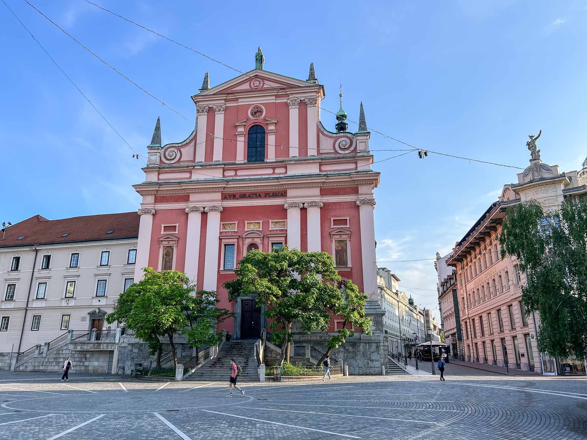 roze Franciscanenklooster in Ljubljana