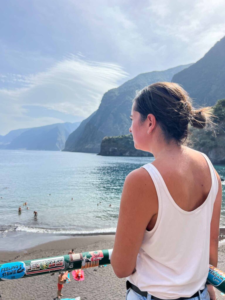 Het strand van Seixal op Madeira