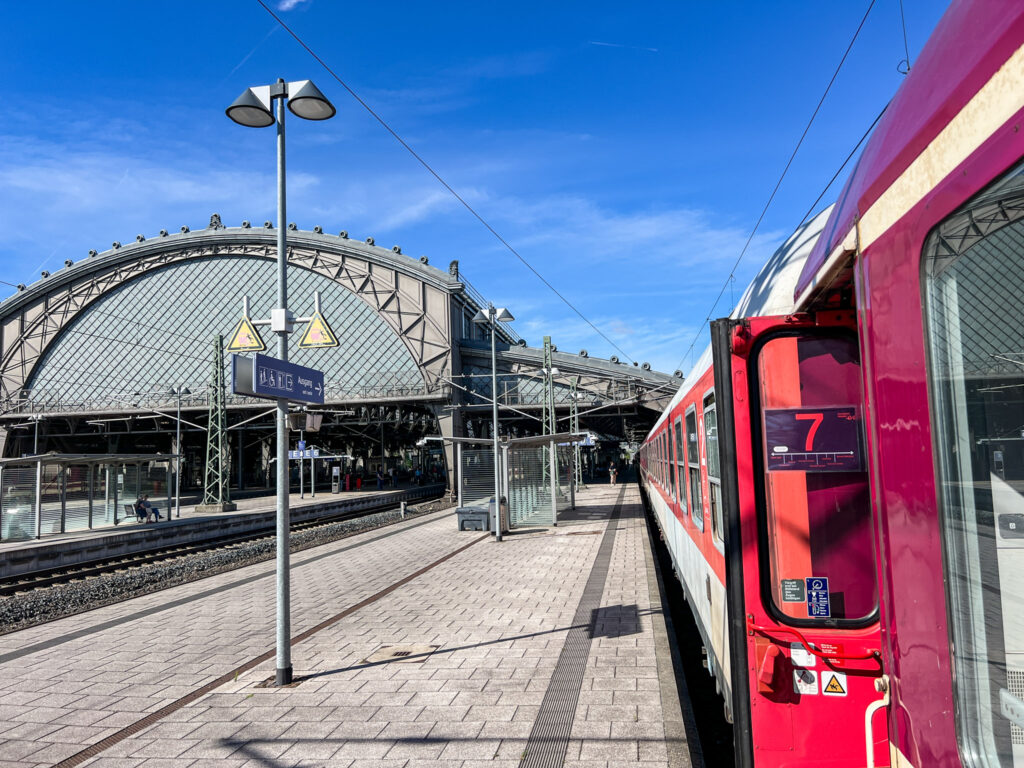 Uit de trein hangen van de European Sleeper