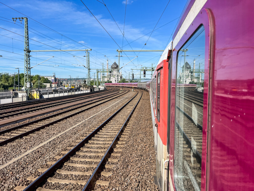 Uit de trein hangen van de European Sleeper