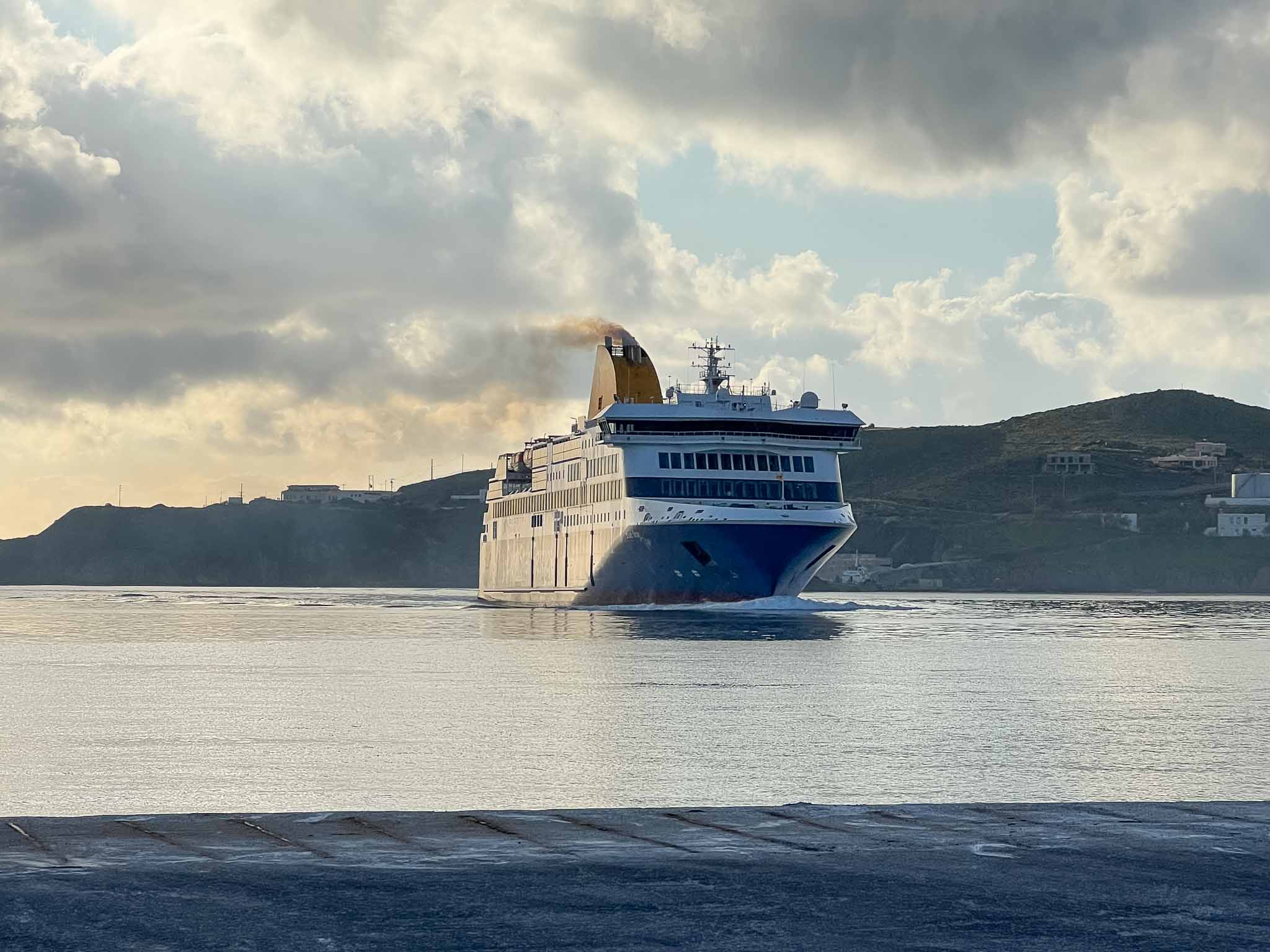 Met de ferry naar Syros